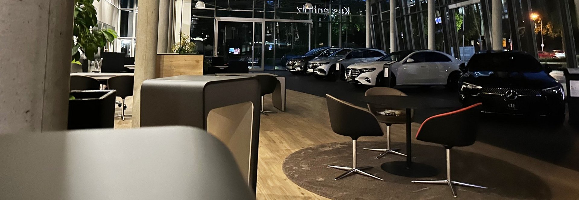 Endlich ist es soweit: Nach einem halben Jahr Umbau erstrahlt unser Mercedes-Benz Center in Lörrach im neuen Glanz.  Wir freuen uns sehr, dass unser Schauraum ab Montag, 22. Juli 2024, wieder für Sie geöffnet ist.  Erleben Sie unser Pkw Center im modernen Design und lassen Sie sich von unseren neuesten Mercedes-Benz und smart Modellen begeistern.  Schauen Sie gern bei uns vorbei. Wir freuen uns auf Ihren Besuch!&nbsp; &nbsp;
