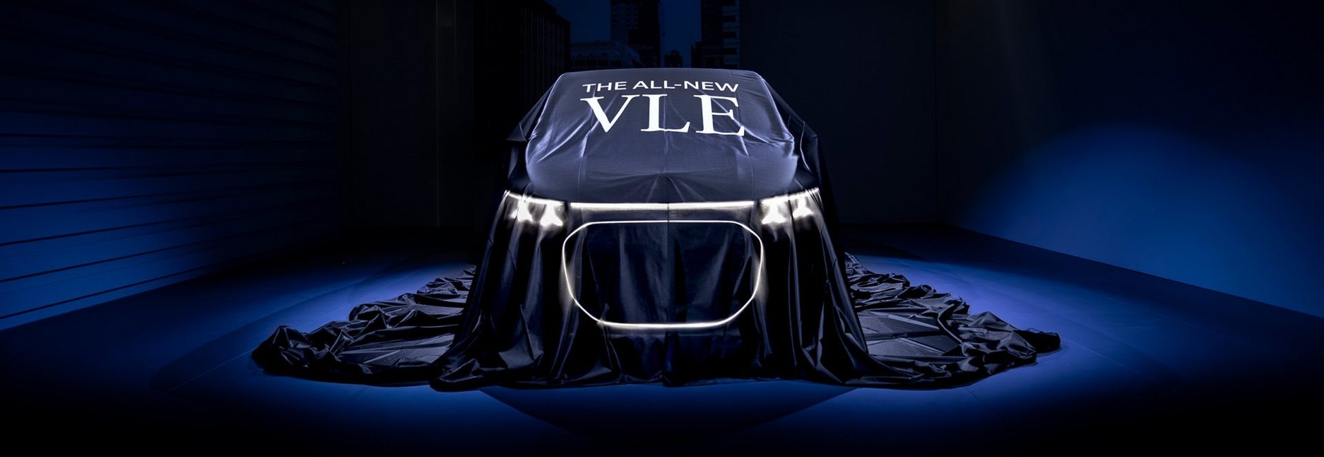 Der neue vollelektrische&nbsp;VLE markiert den Einstieg in ein völlig neues Segment der Grand Limousines und basiert auf der innovativen, modularen Van-Architektur von Mercedes-Benz. Dieses Konzept eröffnet neue Möglichkeiten für unverwechselbares Design, großzügigen Innenraum und modernste Ausstattung.
Mit bis zu acht Sitzen kombiniert der VLE Komfort und Dynamik einer Limousine mit der Vielseitigkeit eines Raummobils. Ob für Familien, aktive Freizeitnutzer oder exklusive Shuttle-Lösungen – das Portfolio bietet für jeden Anspruch das passende Modell.
Erleben Sie die Weltpremiere des vollelektrischen VLE am 10. März 2026 um 19:00 Uhr in Stuttgart, dem Geburtsort des Automobils.  Seien Sie live dabei, wenn eine neue Ära Mercedes-Benz Van-Design beginnt.  Zum Live-Stream