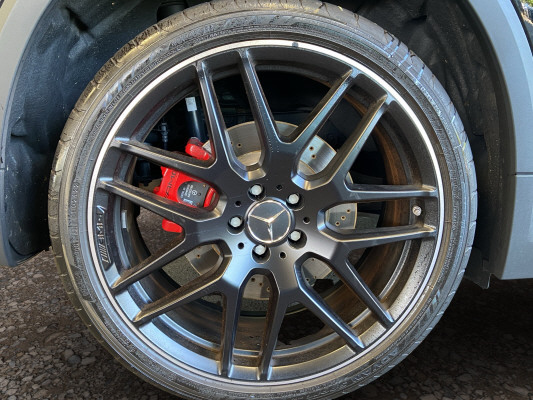 [all]12 Monate Garantie / Gratisservice 10 Jahre oder 100'000 Km ab 1.Inv. / zzgl. Ablieferungspauschale CHF 540.-[/all]


[all]


[/all]&nbsp; AMG Abgasanlage mit 2 runden, hochgl&auml;nzend verchromten DoppelendrohrblendenAMG Driver's PackageAMG Front- und Hecksch&uuml;rzeAMG Track PaceAirbag: Airbag Beifahrer deaktivierbarAirbag: Airbag Fahrer und BeifahrerAirbag: Head-/Thorax-SidebagsAirbag: Knie-Airbag f&uuml;r FahrerAirbag: Seitenairbag f&uuml;r Fahrer und BeifahrerAntiblockiersystem (ABS)Assist: Aktiver BremssassistentAssist: Aktiver Spurhalte-AssistentAssist: TEMPOMAT mit LimiterDekor: Zierelemente mit CarbonstrukturECO Start-Stopp-FunktionElektronisches Stabilit&auml;ts-Programm (ESP)Erste-Hilfe-Kasten und WarndreieckFahrzeugschl&uuml;ssel mit dekorativer ChromeinfassungGarantie: MERCEDES-SWISS-INTEGRALGep&auml;cknetz im BeifahrerfussraumGetriebe: 8-Stufen-Automat AMG SPEEDSHIFT DCTKEYLESS GO Start FunktionKlima: Klimatisierungsautomatik THERMOTRONICLackierung: Uni-Lackierung PolarweissLenkrad: AMG LenkradtastenLenkrad: AMG Performance Lenkrad in Leder Nappa/Microfaser DINAMICALicht: LED High Performance-ScheinwerferMERCEDES-BENZ MOBILIT&Auml;TMedia: Digitales Radio (DAB)Paket: Advantage-PaketPolster: Ledernachbildung ARTICO/Mikrofaser DINAMICARegensensor f&uuml;r Scheibenwischer vorneReifendruck-KontrollanzeigeRemote ServicesR&auml;der: AMG Leichtmetallr&auml;der 20" im 5-Doppelspeichen-DesignServolenkung geschwindigkeitsabh&auml;ngigTIREFIT mit Reifenf&uuml;llkompressor AMG Einstiegsleisten mit AMG Schriftzug und BeleuchtungAirbag: Seitenairbags hintenAssist: VerkehrszeichenerkennungDachreling schwarzDiebstahlwarnanlage mit Innenraum-EASY-PACK-HeckklappeGUARD 360 Fahrzeugsicherung PlusDiebstahlwarnanlage mit Innenraum-Lackierung: Metallic-LackierungLicht: Adaptiver Fernlicht-Assistent PlusLicht: MULTIBEAM LED ScheinwerferLicht: Umfeldbeleuchtung mit Projektion des MarkenlogosMBUX Interieur-AssistentMedia: Burmester Surround SoundsystemMedia: Head-Up DisplayMedia: Konnektivit&auml;ts-Paket NavigationMedia: FestplattennavigationMedia: Vorr&uuml;stung f&uuml;r NavigationsdiensteMedia: MBUX Augmented Reality f&uuml;r NavigationMedia: Smartphone-IntergrationMedia: Vorr&uuml;stung f&uuml;r Live Traffic InformationMedia: Vorr&uuml;stung f&uuml;r NavigationsdienstePaket: AMG Sport-Paket BlackW&auml;rmed&auml;mmendes Glas, ab B-S&auml;ule dunkel get&ouml;ntPaket: AMG Sport-Paket Black IIPaket: ENERGIZING PaketPaket: Fahrassistenz-Paket ohne PRE-SAFEAssist: Aktiver Geschwindigkeitslimit-AssistentAssist: Aktiver Lenk-AssistentAssist: Aktiver Park-Assistent mit DISTRONICAssist: Aktiver Spurwechsel-AssistentAssist: Automatische Wiederanfahrt im StauAssist: Streckenbasierte GeschwindigkeitsanpassungPaket: Komfort-PaketPaket: MBUX Innovations-PaketMBUX Interieur-AssistentMedia: Head-Up DisplayPaket: Park-Paket mit 360&deg; -KameraAssist: 360-KameraAssist: Aktiver Parkassistent inkl. PARKTRONICPaket: Premium-Plus-PaketMedia: Media-DisplayVolldigitales Instrumenten-DisplayPanorama-SchiebedachR&auml;der: AMG Leichtmetallr&auml;der im Kreuzpeichen-design, 21JR&auml;der: SommerreifenSitze: 4-Wege-Lordosenst&uuml;tzeSitze: Fondsitze l&auml;ngs verstellbarSitze: Mittelarmlehne hintenSitze: Sitzheizung f&uuml;r Fahrer und BeifahrerSitze: Sportsitze vorneVolldigitales Instrumenten-DisplayVorbereitung f&uuml;r Anh&auml;ngevorrichtung