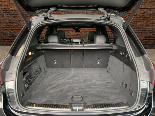 [all]12 Monate Garantie / Gratisservice 10 Jahre oder 100'000 Km ab 1.Inv. / zzgl. Ablieferungspauschale CHF 540.-[/all]


[all]


[/all]&nbsp; AMG Driver's PackageAMG StylingAMG Track PaceAirbag: Airbag Fahrer und BeifahrerAirbag: Knie-Airbag f&uuml;r FahrerAirbag: Seitenairbag f&uuml;r Fahrer und BeifahrerAirbag: Window-KopfairbagsAmbientebeleuchtungAntiblockiersystem (ABS)Assist: Aktiver BremssassistentAssist: Aktiver Spurhalte-AssistentAssist: Mercedes-Benz NotrufsystemAssist: Tempomat mit GeschwindigkeitsbegrenzerAssist: VerkehrszeichenerkennungBremss&auml;ttel rot lackiertDekor: Dashboard und T&uuml;rlinien in Leder NappaDekor: Sicherheitsgurte, grauDekor: Zierelemente Aluminium mit geb&uuml;rsteter Oberfl&auml;cheEASY-PACK-HeckklappeElektronisches Stabilit&auml;ts-Programm (ESP)Fahrwerk: AMG Hinterachs-Sperrdifferenzial elektronischFahrwerk: AMG RIDE CONTROL SportfahrwerkGarantie: MERCEDES-SWISS-INTEGRALGetriebe:9-Stufen-Automat sequentiellKlima: Klimatisierungsautomatik THERMATICLackierung: Uni-LackierungLenkrad: AMG LenkradtastenLicht: Adaptiver Fernlicht-AssistentLicht: LED HeckleuchtenLicht: LED High Performance-ScheinwerferMERCEDES-BENZ MOBILIT&Auml;TMERCEDES-SWISS-INTEGRALMedia: Digitales Radio (DAB)Media: Kabelloses Ladesystem f&uuml;r mobile Endger&auml;teMedia: Kommunikationsmodul (LTE)Media: TouchpadMedia:MBUX MultimediasystemPaket: Park-Paket mit R&uuml;ckfahrkameraPolster: Leder Exklusiv Nappa AMG Style schwarzRegensensor f&uuml;r Scheibenwischer vorneReifendruck-KontrollanzeigeR&auml;der: AMG Leichtmetallr&auml;der 5-Doppelspeichen-Design 21J titangrau gl&auml;nzend und glanzgedrehtR&auml;der: Reifenreparatur-Set (Tire Fit)Scheibenwaschanlage beheizbarServolenkung geschwindigkeitsabh&auml;ngigSitze: 4-Wege-Lordosenst&uuml;tzeVeloursfussmatten Dekor: Innenhimmel Stoff schwarzDekor: Zierelemente Holz Eiche anthrazit offenporigEntfall Typenbezeichnung auf HeckdeckelLackierung: Metallic-LackierungMedia: Burmester Surround SoundsystemMedia: Smartphone-IntergrationPaket: AMG Night-PaketAussenspiegel in HochglanzschwarzDachreling schwarzPaket: KEYLESS-GO Komfort-PaketPaket: Memory-PaketPaket: Park-Paket mit 360 -KameraPaket: Premium-Plus PaketAssist: Totwinkel-AssistentMedia: Burmester Surround SoundsystemMedia: MBUX Augmented Reality f&uuml;r NavigationPaket: ENERGIZING PaketPaket: KEYLESS-GO Komfort-PaketPaket: Memory-PaketPaket: Park-Paket mit 360 -KameraPaket: Spiegel-PaketPanorama-SchiebedachSitze: Sitzheizung f&uuml;r Fahrer und BeifahrerPaket: Spiegel-PaketPanorama-SchiebedachR&auml;der: AMG Leichtmetallr&auml;der Kreuzspeichen-Design 22J titangrau und glanzgedrehtSitze: Sitzheizung f&uuml;r Fahrer und BeifahrerTrittbretter beleuchtet in Aluminiumoptik mit GumminoppenT&uuml;ren: Servoschliessung f&uuml;r T&uuml;ren
