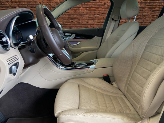 [all]12 Monate Garantie / Gratisservice 10 Jahre oder 100'000 Km ab 1.Inv. / zzgl. Ablieferungspauschale CHF 540.-[/all]


[all]


[/all]&nbsp; Airbag: Airbag Fahrer und BeifahrerAirbag: Knie-Airbag f&uuml;r FahrerAirbag: Seiten- und Beckenairbag (Pelvisbag)Airbag: Window-Kopfairbags f&uuml;r Fahrer, BeifahrerAntiblockiersystem (ABS)Armlehne f&uuml;r Fahrer- und BeifahrersitzAssist: COLLISION PREVENTION ASSISTAssist: Feststellbremse mit HOLD-Funktion und BerganfahrhilfeAssist: Tempomat mit GeschwindigkeitsbegrenzerAussenspiegel links elektrischAussentemperaturanzeigeDYNAMIC SELECTDachreling in ChromDekor: Zierelemente in KlavierlackoptikElektrische Fensterheber vorne + hintenElektronisches Stabilit&auml;ts-Programm (ESP)Erste-Hilfe-Kasten und WarndreieckFenstereinfassung in poliertem AluminiumGarantie: MERCEDES-SWISS-INTEGRAL plus -HandschuhfachInnenraumbeleuchtungKEYLESS GO Start FunktionKlima: Klimatisierungsautomatik THERMATICLackierung: Uni-Lackierung PolarweissLaderaumabdeckungLicht: LED High Performance-ScheinwerferLicht:Adaptives BremslichtMedia: Digitales Radio (DAB)Polster: Stoff Norwich schwarzR&auml;der: Leichtmetallr&auml;der im 5-Speichen-Design 18JServolenkung geschwindigkeitsabh&auml;ngigSitze:Vordersitze mit elektrischer H&ouml;hen-,Zentralverriegelung mit Fernbedienung und automatischer T&uuml;rverriegelung Airbag: Seitenairbags hintenAnh&auml;ngevorrichtung und ESP mit AntriebsschlupfregelungAssist: Aktive Abstands-Assistent DISTRONICAssist: Anh&auml;ngerrangier-AssistentAssist: VerkehrszeichenerkennungDekor: Dachhimmel Stoff beigeDekor: Instrumententafel und Bordkanten der T&uuml;ren in Ledernachbildung ARTICODekor: Zierelemente in Linde dunkelbraunFahrwerk: AIR BODY CONTROL LuftfederungGer&auml;uschd&auml;mmendes get&ouml;ntes AkustikglasKEYLESS-GOKlima: Klimatisierungsautomatik THERMOTRONICLackierung: Metallic-LackierungLicht: MULTIBEAM LED ScheinwerferMedia: Burmester Surround SoundsystemMedia: Head-Up DisplayMedia: Konnektivit&auml;ts-Paket NavigationMedia: Smartphone-IntergrationMedia: Soundsystem AdvancedPaket: AIR-BALANCE PaketPaket: Exclusive InterieurDekor: Instrumententafel und Bordkanten der T&uuml;ren in Ledernachbildung ARTICODekor: Zierelemente in Linde dunkelbraunPaket: Park-Paket mit 360 -KameraAssist: 360-KameraAssist: Aktiver Parkassistent inkl. PARKTRONICPaket: Park-Paket mit R&uuml;ckfahrkameraAssist: R&uuml;ckfahrkameraPaket: Premium-Plus-PaketAssist: VerkehrszeichenerkennungLicht: Ambientebeleuchtung Multi-ColourLicht: MULTIBEAM LED ScheinwerferMedia: Burmester Surround SoundsystemMedia: Burmester Surround Soundsystem in Verb.mit Premium PaketMedia: Konnektivit&auml;ts-Paket NavigationMedia: Media-DisplayMedia: Smartphone-IntergrationPaket: Park-Paket mit R&uuml;ckfahrkameraPaket: Spiegel-PaketPanorama Schiebe-/Hebedach elektrischSitze: Sitzheizung f&uuml;r Fahrer und BeifahrerVolldigitales Instrumenten-DisplayPaket: Spiegel-PaketEinstiegs- und Ausstiegsbeleuchtung in den AussenspiegelnInnen- und Aussenspiegel automatisch abblendbar,Aussenspiegel links und rechts elektrisch anklappbarPanorama Schiebe-/Hebedach elektrischR&auml;der: Leichtmetallr&auml;der im 5-Doppelspeichen-Design 18J in Verb. mit Exlucive InterieurSitze: Beifahrersitz elektrisch verstellbar mit Memory-FunktionSitze: Fahrersitz elektrisch einstellbar mit Memory-FunktionSitze: Sitzheizung f&uuml;r Fahrer und BeifahrerSitze:Sitzklimatisierung f&uuml;r Vordersitze in Verb. mit ENERGIZING PaketStandheizungVolldigitales Instrumenten-DisplayWegfall Typkennzeichen auf Gep&auml;ckraumklappe
