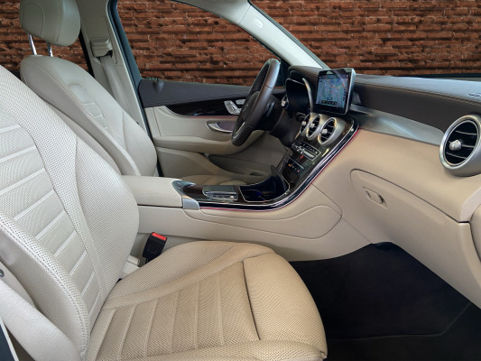 [all]12 Monate Garantie / Gratisservice 10 Jahre oder 100'000 Km ab 1.Inv. / zzgl. Ablieferungspauschale CHF 540.-[/all]


[all]


[/all]&nbsp; Airbag: Airbag Fahrer und BeifahrerAirbag: Knie-Airbag f&uuml;r FahrerAirbag: Seiten- und Beckenairbag (Pelvisbag)Airbag: Window-Kopfairbags f&uuml;r Fahrer, BeifahrerAntiblockiersystem (ABS)Armlehne f&uuml;r Fahrer- und BeifahrersitzAssist: COLLISION PREVENTION ASSISTAssist: Feststellbremse mit HOLD-Funktion und BerganfahrhilfeAssist: Tempomat mit GeschwindigkeitsbegrenzerAussenspiegel links elektrischAussentemperaturanzeigeDYNAMIC SELECTDachreling in ChromDekor: Zierelemente in KlavierlackoptikElektrische Fensterheber vorne + hintenElektronisches Stabilit&auml;ts-Programm (ESP)Erste-Hilfe-Kasten und WarndreieckFenstereinfassung in poliertem AluminiumGarantie: MERCEDES-SWISS-INTEGRAL plus -HandschuhfachInnenraumbeleuchtungKEYLESS GO Start FunktionKlima: Klimatisierungsautomatik THERMATICLackierung: Uni-Lackierung PolarweissLaderaumabdeckungLicht: LED High Performance-ScheinwerferLicht:Adaptives BremslichtMedia: Digitales Radio (DAB)Polster: Stoff Norwich schwarzR&auml;der: Leichtmetallr&auml;der im 5-Speichen-Design 18JServolenkung geschwindigkeitsabh&auml;ngigSitze:Vordersitze mit elektrischer H&ouml;hen-,Zentralverriegelung mit Fernbedienung und automatischer T&uuml;rverriegelung Airbag: Seitenairbags hintenAnh&auml;ngevorrichtung und ESP mit AntriebsschlupfregelungAssist: Aktive Abstands-Assistent DISTRONICAssist: Anh&auml;ngerrangier-AssistentAssist: VerkehrszeichenerkennungDekor: Dachhimmel Stoff beigeDekor: Instrumententafel und Bordkanten der T&uuml;ren in Ledernachbildung ARTICODekor: Zierelemente in Linde dunkelbraunFahrwerk: AIR BODY CONTROL LuftfederungGer&auml;uschd&auml;mmendes get&ouml;ntes AkustikglasKEYLESS-GOKlima: Klimatisierungsautomatik THERMOTRONICLackierung: Metallic-LackierungLicht: MULTIBEAM LED ScheinwerferMedia: Burmester Surround SoundsystemMedia: Head-Up DisplayMedia: Konnektivit&auml;ts-Paket NavigationMedia: Smartphone-IntergrationMedia: Soundsystem AdvancedPaket: AIR-BALANCE PaketPaket: Exclusive InterieurDekor: Instrumententafel und Bordkanten der T&uuml;ren in Ledernachbildung ARTICODekor: Zierelemente in Linde dunkelbraunPaket: Park-Paket mit 360 -KameraAssist: 360-KameraAssist: Aktiver Parkassistent inkl. PARKTRONICPaket: Park-Paket mit R&uuml;ckfahrkameraAssist: R&uuml;ckfahrkameraPaket: Premium-Plus-PaketAssist: VerkehrszeichenerkennungLicht: Ambientebeleuchtung Multi-ColourLicht: MULTIBEAM LED ScheinwerferMedia: Burmester Surround SoundsystemMedia: Burmester Surround Soundsystem in Verb.mit Premium PaketMedia: Konnektivit&auml;ts-Paket NavigationMedia: Media-DisplayMedia: Smartphone-IntergrationPaket: Park-Paket mit R&uuml;ckfahrkameraPaket: Spiegel-PaketPanorama Schiebe-/Hebedach elektrischSitze: Sitzheizung f&uuml;r Fahrer und BeifahrerVolldigitales Instrumenten-DisplayPaket: Spiegel-PaketEinstiegs- und Ausstiegsbeleuchtung in den AussenspiegelnInnen- und Aussenspiegel automatisch abblendbar,Aussenspiegel links und rechts elektrisch anklappbarPanorama Schiebe-/Hebedach elektrischR&auml;der: Leichtmetallr&auml;der im 5-Doppelspeichen-Design 18J in Verb. mit Exlucive InterieurSitze: Beifahrersitz elektrisch verstellbar mit Memory-FunktionSitze: Fahrersitz elektrisch einstellbar mit Memory-FunktionSitze: Sitzheizung f&uuml;r Fahrer und BeifahrerSitze:Sitzklimatisierung f&uuml;r Vordersitze in Verb. mit ENERGIZING PaketStandheizungVolldigitales Instrumenten-DisplayWegfall Typkennzeichen auf Gep&auml;ckraumklappe