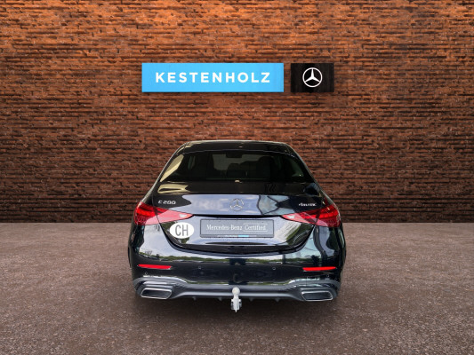 [all]Werksgarantie bis 21.07.2028 / Gratisservice 10 Jahre oder 100'000 Km, Reparaturservice 3 Jahre oder 100'000 Km ab 1.Inv. / zzgl. Ablieferungspauschale CHF 540.-[/all]


[all]


[/all]&nbsp; Airbag: Airbag Fahrer und BeifahrerAirbag: Automatische Beifahrerairbag-AbschaltungAirbag: MittenairbagAirbag: Seitenairbag f&uuml;r Fahrer und BeifahrerAirbag: Window-KopfairbagsAntiblockiersystem (ABS)Assist: Aktiver Brems-AssistentAssist: Aktiver Spurhalte-AssistentAssist: Fussg&auml;ngerschutzAssist: Geschwindigkeitslimit-AssistentAssist: Mercedes-Benz NotrufsystemBordcomputerDYNAMIC SELECTDekor: Mittelkonsole in Schwarz hochgl&auml;nzendElektrische Fensterheber vorne + hintenElektronische TraktionskontrolleElektronisches Stabilit&auml;ts-Programm (ESP)Fahrwerk: AGILITY CONTROL-Fahrwerk mit selektivem D&auml;mpfungssystemFondgurt-Statusanzeige im KombiinstrumentGetriebe: 9G-TRONIC AutomatikIntegrierter Startergenerator der zweiten GenerationKEYLESS GO Start FunktionKraftstofftank 66 LiterLackierung: Uni-Lackierung PolarweissLicht: Drittes BremslichtLicht: LED High Performance-ScheinwerferMERCEDES-BENZ MOBILIT&Auml;TMERCEDES-SWISS-INTEGRALMedia: Digitales Radio (DAB)Media: Erweiterte MBUX FunktionenMedia: Kommunikationsmodul (5G) f&uuml;r die Nutzung von Mercedes me connect DienstenMedia: MBUX MultimediasystemMedia: Vorr&uuml;stung f&uuml;r digitales RadioPaket: AVANTGARDE AdvancedPaket: AblagepaketPaket: Innenraumlicht-PaketPassive PersonenanwesenheitserinnerungRemote ServicesR&auml;der: ReifendruckkontrolleR&auml;der: SommerreifenScheibenwischer mit RegensensorServolenkungSicherheitsgurte 3-PunktSitze: Komfortsitze vorneSitze: Sitzlehnen im Fond klappbarVorr&uuml;stung f&uuml;r DISTRONICVorr&uuml;stung f&uuml;r digitale Schl&uuml;ssel&uuml;bergabeWegfahrsperre elektronischZentralverriegelung mit Fernbedienung Airbag: Seitenairbags hintenAmbientebeleuchtung PlusAnh&auml;ngevorrichtung mit ESP Anh&auml;nger-stabilisierungAssist: Aktiver Geschwindigkeitslimit-AssistentAssist: PRE-SAFE SicherheitssystemAssist: Verkehrszeichen-AssistentDekor: Instrumententafel und Bordkanten in Ledernachbildung ARTICO in NappaoptikDekor: Mittelkonsole MetallstrukturDekor: Zierelemente MetallstrukturFahrwerk: Bremssystem mit gr&ouml;sseren Bremsscheiben an der VorderachseLackierung: Metallic-LackierungMedia: MBUX Augmented Reality f&uuml;r NavigationPaket: AMG Line Premium PlusKlima: Klimatisierungsautomatik THERMOTRONIC 4-ZonenLicht: DIGITAL LIGHT mit ProjektionsfunktionMedia: Burmester 3D-Surround-SoundsystemMedia: Head-Up DisplayMedia: MBUX Interieur-AssistentPaket: AMG Line PremiumPanorama-SchiebedachVorr&uuml;stung f&uuml;r MBUX Entertainment PlusPaket: Fahrassistenz-Paket PlusAssist: Aktiver Abstands-Assistent DISTRONICAssist: PRE-SAFE Impuls SeiteAssist: PRE-SAFE SicherheitssystemPaket: KEYLESS-GO Komfort-PaketGep&auml;ckraumklappen-FernschlissungHANDS-FREE ACCESSKEYLESS GOPaket: Night-PaketAMG Frontsch&uuml;rze mit Zierelement (Wing) in Schwarz hochgl&auml;nzendBordkantenzierstab, Fensterlinienzierstab und Geh&auml;use der Aussenspiegel in Schwarz hochgl&auml;nzendHeckstossf&auml;nger mit Zierelement (Wing) in Schwarz hochgl&auml;nzendK&uuml;hlerverkleidung mit Mercedes-Benz Logo und Lamelle in Schwarz hochgl&auml;nzendW&auml;rmed&auml;mmendes Glas, ab B-S&auml;ule dunkel get&ouml;ntPaket: Park-Paket mit 360 -KameraAssist: 360-KameraAssist: Aktiver Parkassistent inkl. PARKTRONICPaket: USB-Paket PlusPaket: WinterpaketLenkrad: LenkradheizungScheibenwaschanlage beheizbarSitze: Sitzheizung f&uuml;r Fahrer und BeifahrerPolster: Ledernachbildung ARTICO schwarzR&auml;der: 18'' AMG Leichtmetallr&auml;der im 5-Speichen-DesignSitze: Sitzklimatisierung vorne