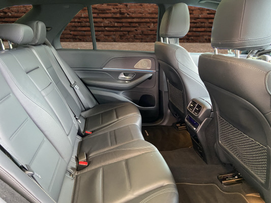 [all]12 Monate Garantie / Gratisservice 10 Jahre oder 100'000 Km ab 1.Inv. / zzgl. Ablieferungspauschale CHF 540.-[/all]


[all]


[/all]&nbsp; AMG StylingAirbag: Airbag Fahrer und BeifahrerAirbag: Knie-Airbag f&uuml;r FahrerAirbag: Seitenairbag f&uuml;r Fahrer und BeifahrerAirbag: Window-KopfairbagsAmbientebeleuchtungAntiblockiersystem (ABS)Assist: Aktiver BremssassistentAssist: Aktiver Spurhalte-AssistentAssist: Mercedes-Benz NotrufsystemAssist: Tempomat mit GeschwindigkeitsbegrenzerAssist: VerkehrszeichenerkennungDekor: Zierelemente Aluminium mit geb&uuml;rsteter Oberfl&auml;cheEASY-PACK-HeckklappeElektronisches Stabilit&auml;ts-Programm (ESP)Getriebe:9-Stufen-Automat sequentiellKlima: Klimatisierungsautomatik THERMATICLackierung: Uni-LackierungLenkrad: Multifunktions-Sportlenkrad in Leder NappaLicht: Adaptiver Fernlicht-AssistentLicht: LED HeckleuchtenLicht: LED High Performance-ScheinwerferMERCEDES-BENZ MOBILIT&Auml;TMERCEDES-SWISS-INTEGRALMedia: Digitales Radio (DAB)Media: Kabelloses Ladesystem f&uuml;r mobile Endger&auml;teMedia: Kommunikationsmodul (LTE) zur Nutzung von Mercedes me connect DienstenMedia: TouchpadMedia:MBUX MultimediasystemPaket: Park-Paket mit R&uuml;ckfahrkameraPolster: Ledernachbildung ARTICO/Mikrofaser DINAMICA schwarzRegensensor f&uuml;r Scheibenwischer vorneReifendruck-KontrollanzeigeR&auml;der: 20"AMG Leichtmetallr&auml;der im 5-Doppelspeichen-DesignR&auml;der: Reifenreparatur-Set (Tire Fit)Servolenkung geschwindigkeitsabh&auml;ngigSitze: 4-Wege-Lordosenst&uuml;tzeVeloursfussmattenWidescreen Cockpit 230 V Steckdose im FondAnh&auml;ngerkupplung mit ESP Anh&auml;ngerstabilisierungAssist: Anh&auml;ngerrangier-AssistentDekor: Dashboard und T&uuml;rlinien in Ledernachbildung ARTICODekor: Innenhimmel Stoff schwarzDekor: Zierelemente Holz Eiche anthrazit offenporigFahrzeugschl&uuml;ssel in Schwaz Hochglanz mit Zierrahmen in Chrom HochglanzKlima: Klimatisierungsautomatik THERMOTRONICLackierung: Metallic-LackierungLadeboden abschliessbarLaderaumabdeckung inklusive EASY-PACK SicherheitsnetzMedia: Head-Up DisplayMedia: Smartphone-IntergrationPaket: Fahrassistenz-Paket PLUSPaket: KEYLESS-GO Komfort-PaketPaket: Memory-PaketPaket: Night-Paket mit AMG LineAussenspiegel in HochglanzschwarzDachreling und Einleger an der Fenstereinfassung in ChromW&auml;rmed&auml;mmendes Glas, ab B-S&auml;ule dunkel get&ouml;ntPaket: Park-Paket mit 360 -KameraPaket: Premium-Plus PaketAssist: Totwinkel-AssistentLicht: MULTIBEAM LEDMedia: Burmester Surround SoundsystemMedia: MBUX Augmented Reality f&uuml;r NavigationPaket: ENERGIZING PaketPaket: KEYLESS-GO Komfort-PaketPaket: Memory-PaketPaket: Park-Paket mit 360 -KameraPaket: Spiegel-PaketPanorama-SchiebedachSitze: Sitzheizung f&uuml;r Fahrer und BeifahrerPaket: Spiegel-PaketPolster: Polsterung Leder NappaR&auml;der: AMG Leichtmetallr&auml;der im Vielspeichen-Design 21J mit AMG Night PaketSitze: Sitzklimatisierung vorne mit Advantage-PaketStandheizung