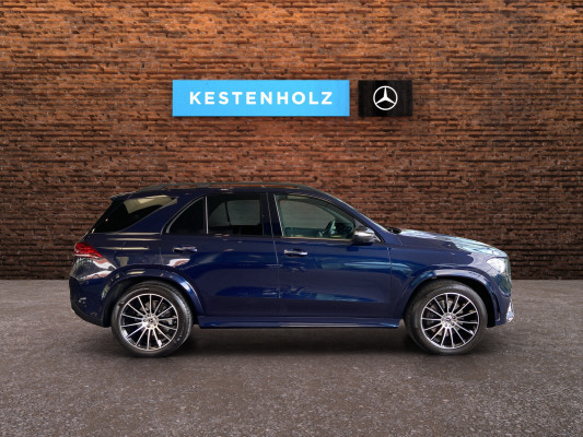 [all]12 Monate Garantie / Gratisservice 10 Jahre oder 100'000 Km ab 1.Inv. / zzgl. Ablieferungspauschale CHF 540.-[/all]


[all]


[/all]&nbsp; AMG StylingAirbag: Airbag Fahrer und BeifahrerAirbag: Knie-Airbag f&uuml;r FahrerAirbag: Seitenairbag f&uuml;r Fahrer und BeifahrerAirbag: Window-KopfairbagsAmbientebeleuchtungAntiblockiersystem (ABS)Assist: Aktiver BremssassistentAssist: Aktiver Spurhalte-AssistentAssist: Mercedes-Benz NotrufsystemAssist: Tempomat mit GeschwindigkeitsbegrenzerAssist: VerkehrszeichenerkennungDekor: Zierelemente Aluminium mit geb&uuml;rsteter Oberfl&auml;cheEASY-PACK-HeckklappeElektronisches Stabilit&auml;ts-Programm (ESP)Getriebe:9-Stufen-Automat sequentiellKlima: Klimatisierungsautomatik THERMATICLackierung: Uni-LackierungLenkrad: Multifunktions-Sportlenkrad in Leder NappaLicht: Adaptiver Fernlicht-AssistentLicht: LED HeckleuchtenLicht: LED High Performance-ScheinwerferMERCEDES-BENZ MOBILIT&Auml;TMERCEDES-SWISS-INTEGRALMedia: Digitales Radio (DAB)Media: Kabelloses Ladesystem f&uuml;r mobile Endger&auml;teMedia: Kommunikationsmodul (LTE) zur Nutzung von Mercedes me connect DienstenMedia: TouchpadMedia:MBUX MultimediasystemPaket: Park-Paket mit R&uuml;ckfahrkameraPolster: Ledernachbildung ARTICO/Mikrofaser DINAMICA schwarzRegensensor f&uuml;r Scheibenwischer vorneReifendruck-KontrollanzeigeR&auml;der: 20"AMG Leichtmetallr&auml;der im 5-Doppelspeichen-DesignR&auml;der: Reifenreparatur-Set (Tire Fit)Servolenkung geschwindigkeitsabh&auml;ngigSitze: 4-Wege-Lordosenst&uuml;tzeVeloursfussmattenWidescreen Cockpit 230 V Steckdose im FondAnh&auml;ngerkupplung mit ESP Anh&auml;ngerstabilisierungAssist: Anh&auml;ngerrangier-AssistentDekor: Dashboard und T&uuml;rlinien in Ledernachbildung ARTICODekor: Innenhimmel Stoff schwarzDekor: Zierelemente Holz Eiche anthrazit offenporigFahrzeugschl&uuml;ssel in Schwaz Hochglanz mit Zierrahmen in Chrom HochglanzKlima: Klimatisierungsautomatik THERMOTRONICLackierung: Metallic-LackierungLadeboden abschliessbarLaderaumabdeckung inklusive EASY-PACK SicherheitsnetzMedia: Head-Up DisplayMedia: Smartphone-IntergrationPaket: Fahrassistenz-Paket PLUSPaket: KEYLESS-GO Komfort-PaketPaket: Memory-PaketPaket: Night-Paket mit AMG LineAussenspiegel in HochglanzschwarzDachreling und Einleger an der Fenstereinfassung in ChromW&auml;rmed&auml;mmendes Glas, ab B-S&auml;ule dunkel get&ouml;ntPaket: Park-Paket mit 360 -KameraPaket: Premium-Plus PaketAssist: Totwinkel-AssistentLicht: MULTIBEAM LEDMedia: Burmester Surround SoundsystemMedia: MBUX Augmented Reality f&uuml;r NavigationPaket: ENERGIZING PaketPaket: KEYLESS-GO Komfort-PaketPaket: Memory-PaketPaket: Park-Paket mit 360 -KameraPaket: Spiegel-PaketPanorama-SchiebedachSitze: Sitzheizung f&uuml;r Fahrer und BeifahrerPaket: Spiegel-PaketPolster: Polsterung Leder NappaR&auml;der: AMG Leichtmetallr&auml;der im Vielspeichen-Design 21J mit AMG Night PaketSitze: Sitzklimatisierung vorne mit Advantage-PaketStandheizung