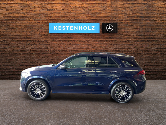 [all]12 Monate Garantie / Gratisservice 10 Jahre oder 100'000 Km ab 1.Inv. / zzgl. Ablieferungspauschale CHF 540.-[/all]


[all]


[/all]&nbsp; AMG StylingAirbag: Airbag Fahrer und BeifahrerAirbag: Knie-Airbag f&uuml;r FahrerAirbag: Seitenairbag f&uuml;r Fahrer und BeifahrerAirbag: Window-KopfairbagsAmbientebeleuchtungAntiblockiersystem (ABS)Assist: Aktiver BremssassistentAssist: Aktiver Spurhalte-AssistentAssist: Mercedes-Benz NotrufsystemAssist: Tempomat mit GeschwindigkeitsbegrenzerAssist: VerkehrszeichenerkennungDekor: Zierelemente Aluminium mit geb&uuml;rsteter Oberfl&auml;cheEASY-PACK-HeckklappeElektronisches Stabilit&auml;ts-Programm (ESP)Getriebe:9-Stufen-Automat sequentiellKlima: Klimatisierungsautomatik THERMATICLackierung: Uni-LackierungLenkrad: Multifunktions-Sportlenkrad in Leder NappaLicht: Adaptiver Fernlicht-AssistentLicht: LED HeckleuchtenLicht: LED High Performance-ScheinwerferMERCEDES-BENZ MOBILIT&Auml;TMERCEDES-SWISS-INTEGRALMedia: Digitales Radio (DAB)Media: Kabelloses Ladesystem f&uuml;r mobile Endger&auml;teMedia: Kommunikationsmodul (LTE) zur Nutzung von Mercedes me connect DienstenMedia: TouchpadMedia:MBUX MultimediasystemPaket: Park-Paket mit R&uuml;ckfahrkameraPolster: Ledernachbildung ARTICO/Mikrofaser DINAMICA schwarzRegensensor f&uuml;r Scheibenwischer vorneReifendruck-KontrollanzeigeR&auml;der: 20"AMG Leichtmetallr&auml;der im 5-Doppelspeichen-DesignR&auml;der: Reifenreparatur-Set (Tire Fit)Servolenkung geschwindigkeitsabh&auml;ngigSitze: 4-Wege-Lordosenst&uuml;tzeVeloursfussmattenWidescreen Cockpit 230 V Steckdose im FondAnh&auml;ngerkupplung mit ESP Anh&auml;ngerstabilisierungAssist: Anh&auml;ngerrangier-AssistentDekor: Dashboard und T&uuml;rlinien in Ledernachbildung ARTICODekor: Innenhimmel Stoff schwarzDekor: Zierelemente Holz Eiche anthrazit offenporigFahrzeugschl&uuml;ssel in Schwaz Hochglanz mit Zierrahmen in Chrom HochglanzKlima: Klimatisierungsautomatik THERMOTRONICLackierung: Metallic-LackierungLadeboden abschliessbarLaderaumabdeckung inklusive EASY-PACK SicherheitsnetzMedia: Head-Up DisplayMedia: Smartphone-IntergrationPaket: Fahrassistenz-Paket PLUSPaket: KEYLESS-GO Komfort-PaketPaket: Memory-PaketPaket: Night-Paket mit AMG LineAussenspiegel in HochglanzschwarzDachreling und Einleger an der Fenstereinfassung in ChromW&auml;rmed&auml;mmendes Glas, ab B-S&auml;ule dunkel get&ouml;ntPaket: Park-Paket mit 360 -KameraPaket: Premium-Plus PaketAssist: Totwinkel-AssistentLicht: MULTIBEAM LEDMedia: Burmester Surround SoundsystemMedia: MBUX Augmented Reality f&uuml;r NavigationPaket: ENERGIZING PaketPaket: KEYLESS-GO Komfort-PaketPaket: Memory-PaketPaket: Park-Paket mit 360 -KameraPaket: Spiegel-PaketPanorama-SchiebedachSitze: Sitzheizung f&uuml;r Fahrer und BeifahrerPaket: Spiegel-PaketPolster: Polsterung Leder NappaR&auml;der: AMG Leichtmetallr&auml;der im Vielspeichen-Design 21J mit AMG Night PaketSitze: Sitzklimatisierung vorne mit Advantage-PaketStandheizung