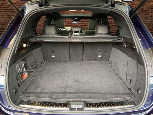 [all]12 Monate Garantie / Gratisservice 10 Jahre oder 100'000 Km ab 1.Inv. / zzgl. Ablieferungspauschale CHF 540.-[/all]


[all]


[/all]&nbsp; AMG StylingAirbag: Airbag Fahrer und BeifahrerAirbag: Knie-Airbag f&uuml;r FahrerAirbag: Seitenairbag f&uuml;r Fahrer und BeifahrerAirbag: Window-KopfairbagsAmbientebeleuchtungAntiblockiersystem (ABS)Assist: Aktiver BremssassistentAssist: Aktiver Spurhalte-AssistentAssist: Mercedes-Benz NotrufsystemAssist: Tempomat mit GeschwindigkeitsbegrenzerAssist: VerkehrszeichenerkennungDekor: Zierelemente Aluminium mit geb&uuml;rsteter Oberfl&auml;cheEASY-PACK-HeckklappeElektronisches Stabilit&auml;ts-Programm (ESP)Getriebe:9-Stufen-Automat sequentiellKlima: Klimatisierungsautomatik THERMATICLackierung: Uni-LackierungLenkrad: Multifunktions-Sportlenkrad in Leder NappaLicht: Adaptiver Fernlicht-AssistentLicht: LED HeckleuchtenLicht: LED High Performance-ScheinwerferMERCEDES-BENZ MOBILIT&Auml;TMERCEDES-SWISS-INTEGRALMedia: Digitales Radio (DAB)Media: Kabelloses Ladesystem f&uuml;r mobile Endger&auml;teMedia: Kommunikationsmodul (LTE) zur Nutzung von Mercedes me connect DienstenMedia: TouchpadMedia:MBUX MultimediasystemPaket: Park-Paket mit R&uuml;ckfahrkameraPolster: Ledernachbildung ARTICO/Mikrofaser DINAMICA schwarzRegensensor f&uuml;r Scheibenwischer vorneReifendruck-KontrollanzeigeR&auml;der: 20"AMG Leichtmetallr&auml;der im 5-Doppelspeichen-DesignR&auml;der: Reifenreparatur-Set (Tire Fit)Servolenkung geschwindigkeitsabh&auml;ngigSitze: 4-Wege-Lordosenst&uuml;tzeVeloursfussmattenWidescreen Cockpit 230 V Steckdose im FondAnh&auml;ngerkupplung mit ESP Anh&auml;ngerstabilisierungAssist: Anh&auml;ngerrangier-AssistentDekor: Dashboard und T&uuml;rlinien in Ledernachbildung ARTICODekor: Innenhimmel Stoff schwarzDekor: Zierelemente Holz Eiche anthrazit offenporigFahrzeugschl&uuml;ssel in Schwaz Hochglanz mit Zierrahmen in Chrom HochglanzKlima: Klimatisierungsautomatik THERMOTRONICLackierung: Metallic-LackierungLadeboden abschliessbarLaderaumabdeckung inklusive EASY-PACK SicherheitsnetzMedia: Head-Up DisplayMedia: Smartphone-IntergrationPaket: Fahrassistenz-Paket PLUSPaket: KEYLESS-GO Komfort-PaketPaket: Memory-PaketPaket: Night-Paket mit AMG LineAussenspiegel in HochglanzschwarzDachreling und Einleger an der Fenstereinfassung in ChromW&auml;rmed&auml;mmendes Glas, ab B-S&auml;ule dunkel get&ouml;ntPaket: Park-Paket mit 360 -KameraPaket: Premium-Plus PaketAssist: Totwinkel-AssistentLicht: MULTIBEAM LEDMedia: Burmester Surround SoundsystemMedia: MBUX Augmented Reality f&uuml;r NavigationPaket: ENERGIZING PaketPaket: KEYLESS-GO Komfort-PaketPaket: Memory-PaketPaket: Park-Paket mit 360 -KameraPaket: Spiegel-PaketPanorama-SchiebedachSitze: Sitzheizung f&uuml;r Fahrer und BeifahrerPaket: Spiegel-PaketPolster: Polsterung Leder NappaR&auml;der: AMG Leichtmetallr&auml;der im Vielspeichen-Design 21J mit AMG Night PaketSitze: Sitzklimatisierung vorne mit Advantage-PaketStandheizung