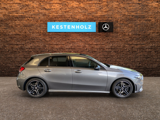 [all]12 Monate Garantie / Gratisservice 10 Jahre oder 100'000 Km ab 1.Inv. / zzgl. Ablieferungspauschale CHF 540.-[/all]


[all]


[/all]&nbsp; AMG Hecksch&uuml;rze mit Chromzierelement und sichtbaren EndrohrblendenAMG VeloursfussmattenAirbag: Airbag Fahrer und BeifahrerAirbag: Automatische Beifahrerairbag-AbschaltungAirbag: Knie-Airbag f&uuml;r FahrerAirbag: Sidebags f&uuml;r Fahrer und Beifahrer (kombinierte Thorax-Pelvis-Airbags)Airbag: Window-KopfairbagsAntiblockiersystem (ABS)Assist: Aktiver BremssassistentAssist: Aktiver Spurhalte-AssistentAssist: Mercedes-Benz NotrufsystemAssist: R&uuml;ckfahrkameraAssist: TEMPOMAT mit LimiterDYNAMIC SELECTDoppelcupholder vorneElektronisches Stabilit&auml;ts-Programm (ESP) mit Antriebsschlupfregel ASRErste-Hilfe-Kasten und WarndreieckFahrwerk: ParameterlenkungGarantie: MERCEDES-SWISS-INTEGRAL PaketGetriebe: Automatisches Doppelkupplungsgetriebe 7G-DCTKlima: Klimatisierungsautomatik THERMATICLicht- und SichtpaketMERCEDES-BENZ MOBILIT&Auml;TMERCEDES-SWISS-INTEGRALMedia: Digitaler Radioempfang (DAB/DAB+)Media: Kommunikationsmodul (LTE) zur Nutzung von Mercedes me connect DienstenMedia: TouchpadPolster: Ledernachbildung ARTICO/Mikrofaser DINAMICARegensensor f&uuml;r Scheibenwischer vorneReifendruck-KontrollanzeigeRemote ServicesR&auml;der: AMG Leichtmetallr&auml;der im 5-Doppelspeichen Design 18JR&auml;der: Reifenreparatur-Set (Tire Fit)Sitze: R&uuml;cksitzlehne geteilt abklappbarTreibstofftank 51L Assist: VerkehrszeichenerkennungEntfall Typenbezeichnung auf HeckdeckelGep&auml;cktrennnetzInnenspiegel und Aussenspiegel links automatisch abblendendKlima: Klimatisierungsautomatik THERMOTRONICLackierung: Metallic-LackierungLicht: Adaptiver Fernlicht-Assistent PlusMedia: Head-Up DisplayMedia: Smartphone-IntergrationPaket: Fahrassistenz-Paket ohne PRE-SAFEAssist: Aktiver Geschwindigkeitslimit-AssistentAssist: Aktiver Lenk-AssistentAssist: Aktiver Park-Assistent mit DISTRONICAssist: Aktiver Spurwechsel-AssistentAssist: Automatische Wiederanfahrt im StauAssist: Streckenbasierte GeschwindigkeitsanpassungPaket: Laderaum-PaketPaket: Premium-Plus-PaketAmbientebeleuchtungBeleuchtete Einstiegsleisten mit Mercedes-Benz Schriftzug und WechselcoverDigitales 10-Zoll-InstrumentendisplayLicht: MULTIBEAM LED ScheinwerferMedia: 10-Zoll-Media-DisplayMedia: FestplattennavigationPaket: KEYLESS-GO Komfort-PaketPaket: Park-Paket mit R&uuml;ckfahrkamera inkl.Paket: Spiegel-PaketPanorama-SchiebedachSitze: 4-Wege-Lordosenst&uuml;tzeSitze: Beifahrersitz elektrisch verstellbar mit Memory-FunktionSitze: Fahrersitz elektrisch verstellbar mit MemorySitze: Vordersitze heizbarPaket: Spiegel-PaketPaket: Sport-Paket Black f&uuml;r AMG LineAussenspiegel in HochglanzschwarzDiamantgrill mit verchromten Pins und LamelleR&auml;der: AMG Leichtmetallr&auml;der im 5-Doppelspeichen Design 18JR&auml;der: SommerreifenSitze: Mittelarmlehne hintenVorbereitung f&uuml;r Anh&auml;ngevorrichtungW&auml;rmed&auml;mmendes Glas, ab B-S&auml;ule dunkel get&ouml;nt