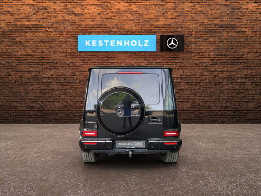 [all]12 Monate Garantie / Gratisservice 10 Jahre oder 100'000 Km ab 1.Inv. / zzgl. Ablieferungspauschale CHF 540.-[/all]


[all]

[/all]&nbsp; Abgedunkelte Seiten- und HeckscheibeAblage-PaketAirbag: Airbag Fahrer und BeifahrerAirbag: Window-KopfairbagsAirbag:Sitzbelegungserkennung f&uuml;r AirbagsAirbag:Thorax Seitenairbag f&uuml;r Fahrer und BeifahrerAllradantrieb permanentAnh&auml;ngevorrichtung mit ESP Anh&auml;ngerstabilisierungAntiblockiersystem (ABS)Antriebsschlupfregelung (ASR)Assist: ATTENTION ASSIST (Aufmerksamkeitsassistent)Assist: Elektronisches Traktions-System f&uuml;r Allrad (4ETS)Assist: NotrufsystemAssist: Totwinkel-AssistentAssist: VerkehrszeichenerkennungAssist:ADAPTIVE BRAKE mit HOLD-FunktionAssist:Abstandsregel-Tempomat DISTRONICAssist:SpurassistentAssist:Upfront- und UeberrollsensorikAussenspiegel rechts und links beheizbar und elektrisch verstellbarBremsassistent (BAS)Bremss&auml;ttel mit MB SchriftzugDYNAMIC SELECT SchalterDekor:K&uuml;hlergrill mit DesignelementenDekor:Zierelemente G manufaktur Holz Esche geriegelt schwarz offenporigDekor:designo Dachhimmel Microfaser DINAMICADoppelcupholderECO Start-Stopp-FunktionENERGIZING KomfortsteuerungEdition BadgeElektrische Fensterheber vorne und hinten mit Komfortbet&auml;tigung und EinklemmschutzElektrisches GlasschiebedachElektronische ParkbremseElektronisches Stabilit&auml;ts-Programm (ESP)Fahrwerk:AGILITY CONTROL-Fahrwerk mit selektivemFahrwerk:Komfort-DirektlenkungFahrwerk:SperrdifferentialFahrwerk:Verstelld&auml;mpfungFahrzeugschl&uuml;ssel in Schwarz HochglanzG manufaktur Sitzbez&uuml;ge Leder Nappa schwarz mit KontrastziernahtGetriebe:9-Stufen-Automat sequentiellGummimatten-SetHaltegriff Dachhimmel in LederHandschuhfach verschliessbarHeckgep&auml;cktr&auml;ger VorbereitungHeckscheibe heizbar mit ZeitsteuerungHeckscheiben-Wisch-/Waschanlage mitInnenspiegel automatisch abblendbarKEYLESS GOKindersicherung an den hinteren T&uuml;renKlima:3-Zonen-Komfort-Klimatisierungsautomatik THERMOTRONICKlima:Ionisierung der InnenluftKraftstofftank 100 LiterLaderaumabdeckungLenkrad:Multifunktions-Sportlenkrad in Leder Nappa,unten abgeflachtLicht: Fahrlichtassistent (automatisches Fahrlicht)Licht: Innenraumlicht-PaketLicht: LED HeckleuchtenLicht:Adaptives BremslichtLicht:Ambientebeleuchtung Multi-ColourLicht:MULTIBEAM LED ScheinwerferLicht:Umfeldbeleuchtung mit Projektion des MarkenlogosMedia: Burmester Surround SoundsystemMedia: Kommunikationsmodul (LTE)Media:COMAND Online Multimedia-System mit Farbdisplay, Festplatten-NavigationMedia:Concierge ServiceMedia:Digitaler Radioempfang (DAB)Media:Kommunikationsmodul (UMTS)Media:Smartphone IntegrationMedia:Vorr&uuml;stung f&uuml;r Fahrzeug MonitoringMedia:Vorr&uuml;stung f&uuml;r NavigationsdiensteNetztrennwandPRE-SAFE SicherheitssystemPaket:Night-PaketPaket:Park-Paket mit 360&ordm; -Kamera inkl.aktiver Park-Assistent und PARKTRONICPartikelfilter und OxydationskatalysatorRegensensor f&uuml;r Scheibenwischer vorneReserveradring lackiert in ObsidianschwarzR&auml;der:AMG Leichtmetallr&auml;der im Vielspeichen-SchriftzugServolenkungSitze: 3 Kopfst&uuml;tzen hintenSitze: ISOFIX KindersitzvorrichtungSitze: R&uuml;cksitzlehne geteilt abklappbarSitze: Vordersitze elektrisch verstellbar mit MemorySitze:Aktiv-Multikontursitze vorne mit Massage- und FahrdynamikfunktionSitze:Durchladem&ouml;glichkeit in der R&uuml;cksitzbankSitze:Mittelarmlehne hintenSitze:Mittelarmlehne vorneSitze:R&uuml;cksitze heizbarSitze:Vordersitze heizbarTrittbretter seitlich links und rechtsVeloursfussmatten vorne und hintenVerbandstascheVorbereitung f&uuml;r Anh&auml;ngevorrichtungVorbereitung f&uuml;r Dachtr&auml;gerVorr&uuml;stung f&uuml;r B&uuml;rofunktion im FahrzeugVorr&uuml;stung f&uuml;r Fahrzeug SetupWarndreieckWarnwesten f&uuml;r Fahrer und Passagiere f&uuml;r jeden SitzplatzWidescreen CockpitW&auml;rme- und ger&auml;uschd&auml;mmendes sowie Infrarot reflektierendes Verbundglas rundumZentralverriegelung mit Fernbedienung Airbag:Seitenairbags hintenDiebstahlwarnanlage mit Innenraum-FrontscheibenheizungG manufaktur Dachhimmel Microfaser DINAMICAGaragentor&ouml;ffnerGarantie: 3 Jahre oder 100'000 kmKlima: Fernbedienung f&uuml;r StandheizungKlima: StandheizungLackierung:obsidianschwarzMedia: Vorr&uuml;stung f&uuml;r Fond-Entertainment-SystemMedia:Media Interface Kabel Kit