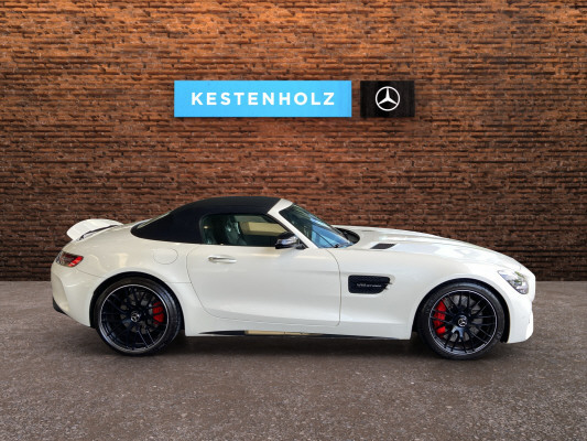 [all]12 Monate Garantie / Gratisservice 10 Jahre oder 100'000 Km ab 1.Inv. / zzgl. Ablieferungspauschale CHF 540.-[/all]


[all]

[/all]&nbsp; AMG DRIVE UNITAMG EinstiegleistenAMG KombiinstrumentAMG Performance-AbgasanlageAblagen in den T&uuml;renAirbag: Airbag Fahrer und BeifahrerAirbag: Automatische Beifahrerairbag-AbschaltungAirbag: Knie-Airbag f&uuml;r Fahrer und BeifahrerAirbag: Seiten- und Beckenairbag (Pelvisbag)Airbag: Window-KopfairbagsAntiblockiersystem (ABS)Antriebsschlupfregelung (ASR)Assist: ATTENTION ASSIST (Aufmerksamkeitsassistent)Assist: Aktiver BremssassistentAssist: NotrufsystemAssist:ADAPTIVE BRAKE mit HOLD-Funktion und BerganfahrhilfeAssist:Reifendruck-KontrollanzeigeBeleuchtetes und abschliessbares HandschuhfachBremss&auml;ttel silber lackiertDekor: Dachhimmel schwarzDekor:Aluminium-ApplikationenDoppelcupholderECO Start-Stopp-FunktionElektrische Fensterheber vorne mitElektronisches Stabilit&auml;ts-Programm (ESP)Fahrwerk: AMG HinterachslenkungFahrwerk:AMG Hochleistungs-BremsanlageFahrwerk:AMG RIDE CONTROL SportfahrwerkFahrwerk:MG Hinterachs-SperrdifferenzialGetriebe: Sequentielles 7-Gang-Getriebe mitHeckfl&uuml;gelKEYLESS GO Start FunktionKatalysator geregeltKindersitzerkennung im BeifahrersitzKlima:Klimatisierungsautomatik THERMOTRONICLackierung: Uni-LackierungLenkrad:AMG LenkradtastenLenkrad:AMG Performance Lenkrad in Leder Nappa/Lenks&auml;ule in H&ouml;he und Tiefe einstellbarLicht: Fahrlichtassistent (automatisches Fahrlicht)Licht: LED Blinker im AussenspiegelLicht: LED HeckleuchtenLicht: LED High Performance-ScheinwerferLicht: LED-TagfahrlichtLicht:Adaptives BremslichtMedia: Digitaler Radioempfang (DAB/DAB+)Media: Kommunikationsmodul (LTE)Media:Audio 20 USB Mulimediasystem mit FarbdisplayMittelkonsole mit AblagefachPaket: Memory-Paket (Vordersitze, Lenks&auml;ule undPollenfilter (Staubfilter)Polster: Polsterung Leder NappaRegensensor f&uuml;r Scheibenwischer vorneReiserechnerR&auml;der: SommerreifenR&auml;der:AMG Leichtmetallr&auml;der im 10-Speichen-R&auml;der:AMG Leichtmetallr&auml;der im 5-Doppel-ServolenkungSitze: 3-Punkt-Sicherheitsgurte auf allen Pl&auml;tzenSitze: Armlehne vorne mit AblagefachSitze:AMG SportsitzeSitze:Gurtstraffer vorneSitze:Vordersitze heizbarSonnenblende Fahrer und Beifahrerseite mit beleuchtetem SpiegelSteckdose 12VVerbandskastenVerdeck schwarzVolldigitales Instrumenten-DisplayWarnweste f&uuml;r FahrerWartungsintervall-AnzeigeW&auml;rmeschutzverglasung AIRSCARF KopfraumheizungAssist: Abstandsregel-Tempomat DISTRONIC PLUSAssist: PRE-SAFE SicherheitssystemAssist: Totwinkel-AssistentDekor: AMG Zierelemente CarbonDekor: Dachhimmel designo in DINAMICA schwarzKraftstofftank 75 LiterLackierung: Sonderlackierung designo metallicLenkrad: AMG Performance Lenkrad in Microfaser DINAMICALicht: Adaptiver Fernlicht-AssistentMedia: Burmester Surround SoundsystemMedia: COMAND Online Multimedia-SystemMedia: Media Interface Kabel KitMedia: Smartphone IntegrationMedia:Vorr&uuml;stung f&uuml;r Ladeerhaltungsger&auml;tPaket: AMG DYNAMIC PLUS PaketPaket: KEYLESS-GO-PaketKEYLESS GOKofferraum-FernschliessungPaket: Memory-Paket mit AMG Performance SitzeSitze: Beifahrersitz elektrisch verstellbar mit Memory-FunktionSitze:Fahrersitz elektrisch verstellbar mit Memoryschaltung, inkl. Lenks&auml;ule und AussenspiegelSitze:Lordosenverstellung (4-Wege) f&uuml;r Fahrer und BeifahrerPaket: Park-Paket mit R&uuml;ckfahrkamera inkl.Assist: Park Distance Control PARKTRONICAssist: R&uuml;ckfahrkamera mit HilfslinienAssist:FrontkameraPaket: Spiegel-PaketAussenspiegel rechts und links beheizt,elektrisch verstell- / und einklappbarInnen- und Aussenspiegel fahrerseitig automatisch abblendbarLicht: Bodenbeleuchtung in den AussenspiegelnPaket:AMG Night-PaketPolster: Polsterung Leder Exklusiv NappaR&auml;der: Reifenreparatur-Set (Tire Fit)R&auml;der:AMG Schmieder&auml;der im Kreuzspeichen-Sitze: AMG Performance SitzeSitze: Vordersitze klimatisiertWindschott