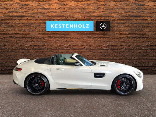 [all]12 Monate Garantie / Gratisservice 10 Jahre oder 100'000 Km ab 1.Inv. / zzgl. Ablieferungspauschale CHF 540.-[/all]


[all]

[/all]&nbsp; AMG DRIVE UNITAMG EinstiegleistenAMG KombiinstrumentAMG Performance-AbgasanlageAblagen in den T&uuml;renAirbag: Airbag Fahrer und BeifahrerAirbag: Automatische Beifahrerairbag-AbschaltungAirbag: Knie-Airbag f&uuml;r Fahrer und BeifahrerAirbag: Seiten- und Beckenairbag (Pelvisbag)Airbag: Window-KopfairbagsAntiblockiersystem (ABS)Antriebsschlupfregelung (ASR)Assist: ATTENTION ASSIST (Aufmerksamkeitsassistent)Assist: Aktiver BremssassistentAssist: NotrufsystemAssist:ADAPTIVE BRAKE mit HOLD-Funktion und BerganfahrhilfeAssist:Reifendruck-KontrollanzeigeBeleuchtetes und abschliessbares HandschuhfachBremss&auml;ttel silber lackiertDekor: Dachhimmel schwarzDekor:Aluminium-ApplikationenDoppelcupholderECO Start-Stopp-FunktionElektrische Fensterheber vorne mitElektronisches Stabilit&auml;ts-Programm (ESP)Fahrwerk: AMG HinterachslenkungFahrwerk:AMG Hochleistungs-BremsanlageFahrwerk:AMG RIDE CONTROL SportfahrwerkFahrwerk:MG Hinterachs-SperrdifferenzialGetriebe: Sequentielles 7-Gang-Getriebe mitHeckfl&uuml;gelKEYLESS GO Start FunktionKatalysator geregeltKindersitzerkennung im BeifahrersitzKlima:Klimatisierungsautomatik THERMOTRONICLackierung: Uni-LackierungLenkrad:AMG LenkradtastenLenkrad:AMG Performance Lenkrad in Leder Nappa/Lenks&auml;ule in H&ouml;he und Tiefe einstellbarLicht: Fahrlichtassistent (automatisches Fahrlicht)Licht: LED Blinker im AussenspiegelLicht: LED HeckleuchtenLicht: LED High Performance-ScheinwerferLicht: LED-TagfahrlichtLicht:Adaptives BremslichtMedia: Digitaler Radioempfang (DAB/DAB+)Media: Kommunikationsmodul (LTE)Media:Audio 20 USB Mulimediasystem mit FarbdisplayMittelkonsole mit AblagefachPaket: Memory-Paket (Vordersitze, Lenks&auml;ule undPollenfilter (Staubfilter)Polster: Polsterung Leder NappaRegensensor f&uuml;r Scheibenwischer vorneReiserechnerR&auml;der: SommerreifenR&auml;der:AMG Leichtmetallr&auml;der im 10-Speichen-R&auml;der:AMG Leichtmetallr&auml;der im 5-Doppel-ServolenkungSitze: 3-Punkt-Sicherheitsgurte auf allen Pl&auml;tzenSitze: Armlehne vorne mit AblagefachSitze:AMG SportsitzeSitze:Gurtstraffer vorneSitze:Vordersitze heizbarSonnenblende Fahrer und Beifahrerseite mit beleuchtetem SpiegelSteckdose 12VVerbandskastenVerdeck schwarzVolldigitales Instrumenten-DisplayWarnweste f&uuml;r FahrerWartungsintervall-AnzeigeW&auml;rmeschutzverglasung AIRSCARF KopfraumheizungAssist: Abstandsregel-Tempomat DISTRONIC PLUSAssist: PRE-SAFE SicherheitssystemAssist: Totwinkel-AssistentDekor: AMG Zierelemente CarbonDekor: Dachhimmel designo in DINAMICA schwarzKraftstofftank 75 LiterLackierung: Sonderlackierung designo metallicLenkrad: AMG Performance Lenkrad in Microfaser DINAMICALicht: Adaptiver Fernlicht-AssistentMedia: Burmester Surround SoundsystemMedia: COMAND Online Multimedia-SystemMedia: Media Interface Kabel KitMedia: Smartphone IntegrationMedia:Vorr&uuml;stung f&uuml;r Ladeerhaltungsger&auml;tPaket: AMG DYNAMIC PLUS PaketPaket: KEYLESS-GO-PaketKEYLESS GOKofferraum-FernschliessungPaket: Memory-Paket mit AMG Performance SitzeSitze: Beifahrersitz elektrisch verstellbar mit Memory-FunktionSitze:Fahrersitz elektrisch verstellbar mit Memoryschaltung, inkl. Lenks&auml;ule und AussenspiegelSitze:Lordosenverstellung (4-Wege) f&uuml;r Fahrer und BeifahrerPaket: Park-Paket mit R&uuml;ckfahrkamera inkl.Assist: Park Distance Control PARKTRONICAssist: R&uuml;ckfahrkamera mit HilfslinienAssist:FrontkameraPaket: Spiegel-PaketAussenspiegel rechts und links beheizt,elektrisch verstell- / und einklappbarInnen- und Aussenspiegel fahrerseitig automatisch abblendbarLicht: Bodenbeleuchtung in den AussenspiegelnPaket:AMG Night-PaketPolster: Polsterung Leder Exklusiv NappaR&auml;der: Reifenreparatur-Set (Tire Fit)R&auml;der:AMG Schmieder&auml;der im Kreuzspeichen-Sitze: AMG Performance SitzeSitze: Vordersitze klimatisiertWindschott