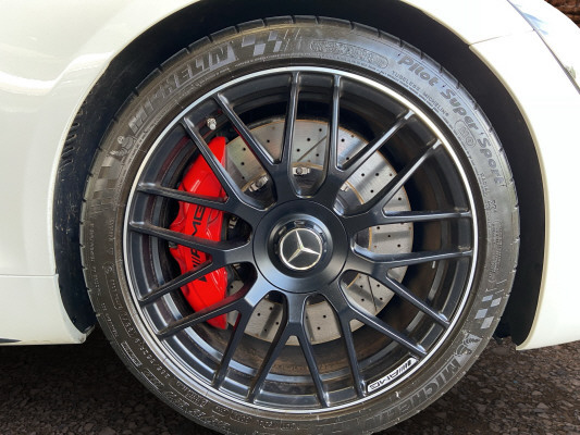 [all]12 Monate Garantie / Gratisservice 10 Jahre oder 100'000 Km ab 1.Inv. / zzgl. Ablieferungspauschale CHF 540.-[/all]


[all]

[/all]&nbsp; AMG DRIVE UNITAMG EinstiegleistenAMG KombiinstrumentAMG Performance-AbgasanlageAblagen in den T&uuml;renAirbag: Airbag Fahrer und BeifahrerAirbag: Automatische Beifahrerairbag-AbschaltungAirbag: Knie-Airbag f&uuml;r Fahrer und BeifahrerAirbag: Seiten- und Beckenairbag (Pelvisbag)Airbag: Window-KopfairbagsAntiblockiersystem (ABS)Antriebsschlupfregelung (ASR)Assist: ATTENTION ASSIST (Aufmerksamkeitsassistent)Assist: Aktiver BremssassistentAssist: NotrufsystemAssist:ADAPTIVE BRAKE mit HOLD-Funktion und BerganfahrhilfeAssist:Reifendruck-KontrollanzeigeBeleuchtetes und abschliessbares HandschuhfachBremss&auml;ttel silber lackiertDekor: Dachhimmel schwarzDekor:Aluminium-ApplikationenDoppelcupholderECO Start-Stopp-FunktionElektrische Fensterheber vorne mitElektronisches Stabilit&auml;ts-Programm (ESP)Fahrwerk: AMG HinterachslenkungFahrwerk:AMG Hochleistungs-BremsanlageFahrwerk:AMG RIDE CONTROL SportfahrwerkFahrwerk:MG Hinterachs-SperrdifferenzialGetriebe: Sequentielles 7-Gang-Getriebe mitHeckfl&uuml;gelKEYLESS GO Start FunktionKatalysator geregeltKindersitzerkennung im BeifahrersitzKlima:Klimatisierungsautomatik THERMOTRONICLackierung: Uni-LackierungLenkrad:AMG LenkradtastenLenkrad:AMG Performance Lenkrad in Leder Nappa/Lenks&auml;ule in H&ouml;he und Tiefe einstellbarLicht: Fahrlichtassistent (automatisches Fahrlicht)Licht: LED Blinker im AussenspiegelLicht: LED HeckleuchtenLicht: LED High Performance-ScheinwerferLicht: LED-TagfahrlichtLicht:Adaptives BremslichtMedia: Digitaler Radioempfang (DAB/DAB+)Media: Kommunikationsmodul (LTE)Media:Audio 20 USB Mulimediasystem mit FarbdisplayMittelkonsole mit AblagefachPaket: Memory-Paket (Vordersitze, Lenks&auml;ule undPollenfilter (Staubfilter)Polster: Polsterung Leder NappaRegensensor f&uuml;r Scheibenwischer vorneReiserechnerR&auml;der: SommerreifenR&auml;der:AMG Leichtmetallr&auml;der im 10-Speichen-R&auml;der:AMG Leichtmetallr&auml;der im 5-Doppel-ServolenkungSitze: 3-Punkt-Sicherheitsgurte auf allen Pl&auml;tzenSitze: Armlehne vorne mit AblagefachSitze:AMG SportsitzeSitze:Gurtstraffer vorneSitze:Vordersitze heizbarSonnenblende Fahrer und Beifahrerseite mit beleuchtetem SpiegelSteckdose 12VVerbandskastenVerdeck schwarzVolldigitales Instrumenten-DisplayWarnweste f&uuml;r FahrerWartungsintervall-AnzeigeW&auml;rmeschutzverglasung AIRSCARF KopfraumheizungAssist: Abstandsregel-Tempomat DISTRONIC PLUSAssist: PRE-SAFE SicherheitssystemAssist: Totwinkel-AssistentDekor: AMG Zierelemente CarbonDekor: Dachhimmel designo in DINAMICA schwarzKraftstofftank 75 LiterLackierung: Sonderlackierung designo metallicLenkrad: AMG Performance Lenkrad in Microfaser DINAMICALicht: Adaptiver Fernlicht-AssistentMedia: Burmester Surround SoundsystemMedia: COMAND Online Multimedia-SystemMedia: Media Interface Kabel KitMedia: Smartphone IntegrationMedia:Vorr&uuml;stung f&uuml;r Ladeerhaltungsger&auml;tPaket: AMG DYNAMIC PLUS PaketPaket: KEYLESS-GO-PaketKEYLESS GOKofferraum-FernschliessungPaket: Memory-Paket mit AMG Performance SitzeSitze: Beifahrersitz elektrisch verstellbar mit Memory-FunktionSitze:Fahrersitz elektrisch verstellbar mit Memoryschaltung, inkl. Lenks&auml;ule und AussenspiegelSitze:Lordosenverstellung (4-Wege) f&uuml;r Fahrer und BeifahrerPaket: Park-Paket mit R&uuml;ckfahrkamera inkl.Assist: Park Distance Control PARKTRONICAssist: R&uuml;ckfahrkamera mit HilfslinienAssist:FrontkameraPaket: Spiegel-PaketAussenspiegel rechts und links beheizt,elektrisch verstell- / und einklappbarInnen- und Aussenspiegel fahrerseitig automatisch abblendbarLicht: Bodenbeleuchtung in den AussenspiegelnPaket:AMG Night-PaketPolster: Polsterung Leder Exklusiv NappaR&auml;der: Reifenreparatur-Set (Tire Fit)R&auml;der:AMG Schmieder&auml;der im Kreuzspeichen-Sitze: AMG Performance SitzeSitze: Vordersitze klimatisiertWindschott