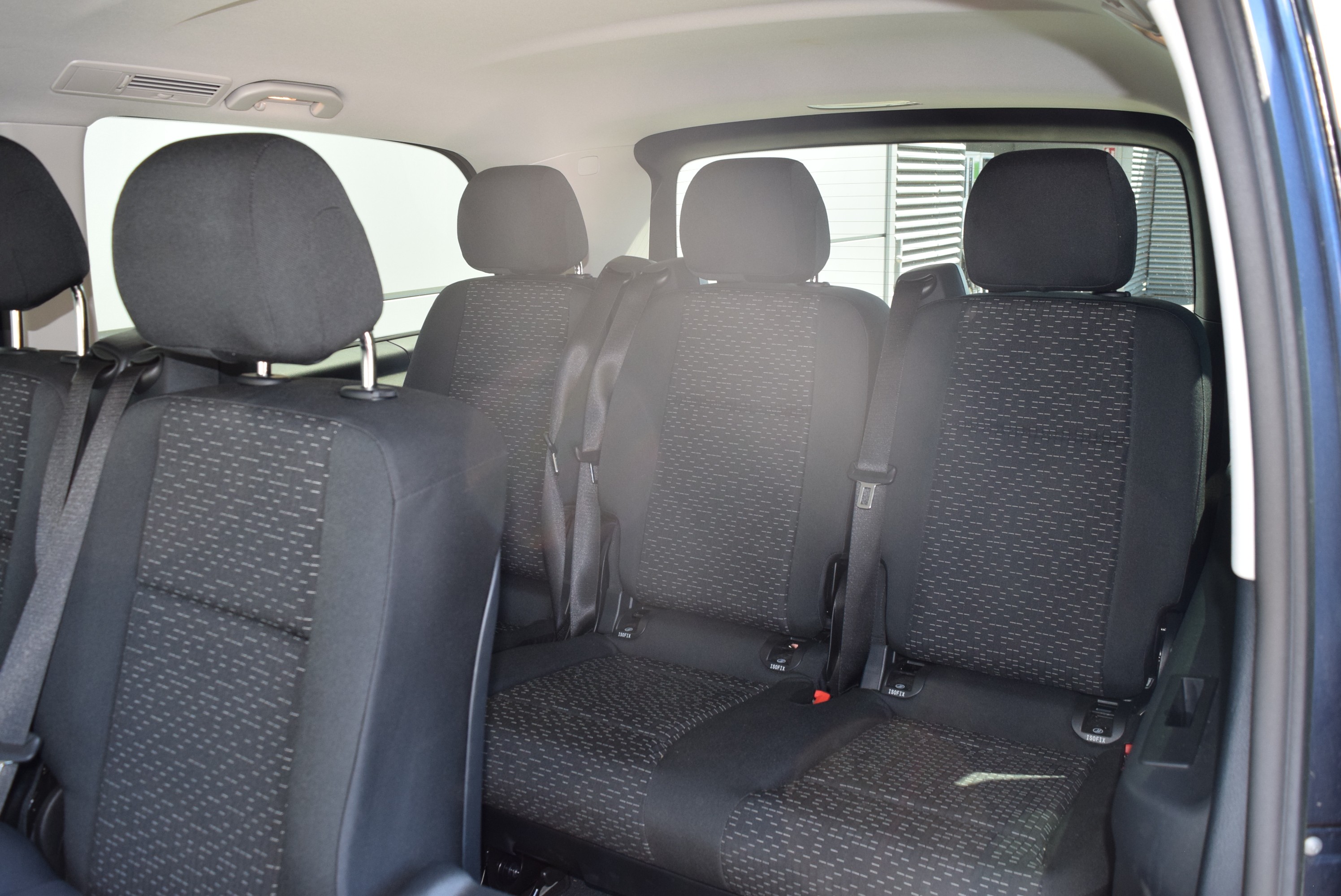 AEJ X4/2Abschliessbares HandschuhfachAerodynamik-PaketAirbag: Airbag BeifahrerAirbag: Thorax-Pelvis-Sidebag BeifahrerAirbag: Thorax-Pelvis-Sidebag FahrerAirbag: Windowbags f&uuml;r Fahrer und BeifahrerAntiblockiersystem (ABS)Assist: ATTENTION ASSISTAssist: Aktiver BremssassistentAssist: Aktiver Spurhalte-AssistentAssist: BerganfahrhilfeAssist: Feststellbremse elektrischAssist: HOLD-FunktionAssist: Intelligenter Geschwindigkeits-AssistentAssist: Kindererkennung im Fahrzeug passivAssist: Mercedes-Benz NotrufsystemAssist: PannenmanagementAssist: TempomatAssist: Totwinkel-AssistentAssist: TraktionskontrolleAssist: Updates Intelligenter Geschwindigkeits-AssistentAussenspiegel elektrisch heranklappbarAussenspiegel heizbar und elektrisch verstellbarBeleuchtete Spiegel f&uuml;r SonnenblendenBeleuchtung f&uuml;r Fussraum vorneBeleuchtung im Haltegriff Fond mit LesespotDekor: DachverkleidungDekor: Innenverkleidung gehobene Ausf&uuml;hrungDekor:Teppichboden im FondECO Start-Stopp-FunktionElektrik f&uuml;r Anh&auml;ngersteckdoseElektronisches Stabilit&auml;ts-Programm (ESP)Emissionsklasse Euro 6e RDE5 M/N1 GR. IIFahrwerk: Allradantrieb permanentFahrwerk: BasisfahrwerkFahrzeug HVO f&auml;higFehlbetankungsschutzFenster fest hintenFenster in Heckklappe mit Wisch-/WaschanlageFenster vorn links, fest in Seitenwand/Schiebet&uuml;rFenster vorn rechts, fest in Seitenwand/Schiebet&uuml;rGenerator 14 V / 250 AGeschwindigkeitsbegrenzung 210 km/hGetriebe: 9G-TRONICGewichtsvariante 3.100 kgHaltegriff im FondHaltegriffe f&uuml;r EinstiegHaltegriffe f&uuml;r Einstieg Fahrer und BeifahrerHaupttank 70 LiterInnenspiegel automatisch abblendbarKlima: Halbautomatisch geregelt Klimaanlage TEMPMATICKomfort-DachbedieneinheitKomfortbereifungKomfortschliessungK&uuml;hlergrill verchromtLackierung: Uni-LackierungLenkrad: LederlenkradLenkrad: Lenkrad in Neigung und H&ouml;he verstellbarLenkrad: MultifunktionslenkradLicht: Adaptives BremslichtLicht: AusstiegsleuchtenLicht: FahrlichtassistentLicht: Innen- und Umfeldbeleuchtung KombiLicht: MULTIBEAM LED mit Fernlichtassistent PLUSLicht: Schluss-, Brems- und Blinklicht in LED-TechnikLicht: Umfeldbeleuchtung HeckklappeMedia: 2-Wege-Lautsprecher vorn und hintenMedia: Digitales Radio (DAB)Media: Kombiinstrument mit FarbdisplayMedia: Kommunikationsmodul (LTE) f&uuml;r digitale DiensteMedia: MBUX MultimediasystemMedia: Smartphone-IntegrationspaketMedia: Vorr&uuml;stung NavigationMedia: Vorr&uuml;stung Remote Services PlusModellpflegeMotor: OM 654 DE 20 LA 120 kW (163 PS) 3800/minNachtbeleuchtung FondPaket: AkustikpaketPaket: Chrom Interieur-PaketPaket: Park-Paket mit R&uuml;ckfahrkameraPaket: Spiegel-Paket VitoPolster: Stoff Caluma schwarzR&auml;der: Bereifung 225/55 R17R&auml;der: Leichtmetallr&auml;der 7 J x 17, 5-Doppelspeichen-DesignR&auml;der: Reifendruck&uuml;berwachung an VA u. HA, drahtlosR&auml;der: SommerreifenServolenkung geschwindigkeitsabh&auml;ngigSitze: 3er-Sitzbank Komfort 1.Reihe, &auml;usserer Sitz klappb.Sitze: 3er-Sitzbank Komfort 2.Reihe, &auml;usserer Sitz klappb .Sitze: Armlehnen f&uuml;r Bestuhlung im FahrgastraumSitze: Komfort-BeifahrersitzSitze: Komfort-FahrersitzSitze: Lordosenst&uuml;tze BeifahrersitzSitze: Lordosenst&uuml;tze FahrersitzSitze: Sitzkissentiefenverstellung BeifahrerSitze: Sitzkissentiefenverstellung FahrerSitze: Sitzschienen mit Schnellverriegelung, 3 SchienenSteuercode Zertifizierung IIStossf&auml;nger und Anbauteile in WagenfarbeTeppichboden im Fahrzeuginnenraum vorneTourer SELECTT&uuml;ren: Aktiver Feststeller Schiebet&uuml;rT&uuml;ren: HeckklappeT&uuml;ren: Kindersicherung an T&uuml;ren im FahrgastraumVliesbatterie 12 V/92 AhWarmluftkanal zum FahrgastraumWarndreieckWartungsintervall 40.000 kmW&auml;rmed&auml;mmendes Glas rundumZentralverriegelung mit FernbedienungZuheizer elektrischZwei Cupholder&Auml;nderungsjahr G4-II