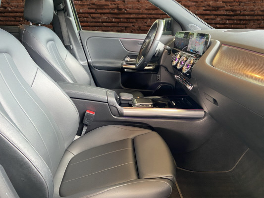 [all]12 Monate Garantie / Gratisservice 10 Jahre oder 100'000 Km ab 1.Inv. / zzgl. Ablieferungspauschale CHF 540.-[/all]


[all]

[/all]&nbsp; Airbag: Airbag Fahrer und BeifahrerAirbag: Seitenairbag f&uuml;r Fahrer und BeifahrerAirbag: Window-Kopfairbags f&uuml;r Fahrer, BeifahrerAmbientebeleuchtungAntiblockiersystem (ABS)Assist: Aktiver BremssassistentAssist: Aktiver Spurhalte-AssistentAssist: Elektronisches Stabilit&auml;ts-Programm (ESP&reg;)Assist: Geschwindigkeitslimit-AssistentAssist: R&uuml;ckfahrkameraAssist: Vorr&uuml;stung f&uuml;r OrtungsdienstAussenring mit Bel&uuml;ftungsd&uuml;sen in Chrom, Dekorelement in Hochglanzschwarz, InnenringDachreling in poliertem AluminiumDekor: Zierelemente SpiraloptikDoppelcupholderEASY-PACK-HeckklappeFahrzeugschl&uuml;ssel: 2 silberfarbenGleichstrom-Ladesystem (DC-Laden) mit 110 kWKlima: Klimatisierungsautomatik THERMOTRONICLackierung: Uni-Lackierung PolarweissLadekabel f&uuml;r Industriesteckdose, 5m, glattLadekabel f&uuml;r Wallbox und &ouml;ffentliche Ladestationen, 5m,glattLaden: Vorr&uuml;stung f&uuml;r IONITYLenkrad: Multifunktions-Sportlenkrad in LederLicht: Adaptiver Fernlicht-Assistent PlusLicht: LED High Performance-ScheinwerferMERCEDES-BENZ MOBILIT&Auml;TMERCEDES-SWISS-INTEGRALMedia: Digitales Radio (DAB)Media: MBUX Multimediasystem mit zwei 7,25-Zoll-MediadisplaysMedia: Vorr&uuml;stung f&uuml;r das Fahrzeug-SetupPaket: Komfort-PaketPaket: Laderaum-PaketPaket: Licht- und SichtpaketPolster: Polster Ledernachbildung ARTICO/Stoff schwarzR&auml;der: Leichtmetallr&auml;der 18'' im 5-Speichen-DesignR&auml;der: TIREFITServolenkungVorr&uuml;stung f&uuml;r Mercedes me ChargeWechselstromsystem (AC-Laden) Assist: VerkehrszeichenerkennungGet&ouml;nte W&auml;rmeschutzverglasungLackierung: Metallic-LackierungPaket: Fahrassistenz-PaketPaket: Premium-PaketMedia: Kabelloses Ladesystem f&uuml;r mobile Ger&auml;teMedia: MBUX Augmented Reality f&uuml;r NavigationMedia: Soundsystem AdvancedPaket: Advantage-PaketPaket: KEYLESS-GO-PaketSitze: Sitzheizung f&uuml;r Fahrer und Beifahrer