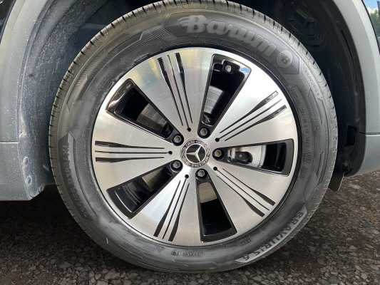 [all]12 Monate Garantie / Gratisservice 10 Jahre oder 100'000 Km ab 1.Inv. / zzgl. Ablieferungspauschale CHF 540.-[/all]


[all]

[/all]&nbsp; Airbag: Airbag Fahrer und BeifahrerAirbag: Seitenairbag f&uuml;r Fahrer und BeifahrerAirbag: Window-Kopfairbags f&uuml;r Fahrer, BeifahrerAmbientebeleuchtungAntiblockiersystem (ABS)Assist: Aktiver BremssassistentAssist: Aktiver Spurhalte-AssistentAssist: Elektronisches Stabilit&auml;ts-Programm (ESP&reg;)Assist: Geschwindigkeitslimit-AssistentAssist: R&uuml;ckfahrkameraAssist: Vorr&uuml;stung f&uuml;r OrtungsdienstAussenring mit Bel&uuml;ftungsd&uuml;sen in Chrom, Dekorelement in Hochglanzschwarz, InnenringDachreling in poliertem AluminiumDekor: Zierelemente SpiraloptikDoppelcupholderEASY-PACK-HeckklappeFahrzeugschl&uuml;ssel: 2 silberfarbenGleichstrom-Ladesystem (DC-Laden) mit 110 kWKlima: Klimatisierungsautomatik THERMOTRONICLackierung: Uni-Lackierung PolarweissLadekabel f&uuml;r Industriesteckdose, 5m, glattLadekabel f&uuml;r Wallbox und &ouml;ffentliche Ladestationen, 5m,glattLaden: Vorr&uuml;stung f&uuml;r IONITYLenkrad: Multifunktions-Sportlenkrad in LederLicht: Adaptiver Fernlicht-Assistent PlusLicht: LED High Performance-ScheinwerferMERCEDES-BENZ MOBILIT&Auml;TMERCEDES-SWISS-INTEGRALMedia: Digitales Radio (DAB)Media: MBUX Multimediasystem mit zwei 7,25-Zoll-MediadisplaysMedia: Vorr&uuml;stung f&uuml;r das Fahrzeug-SetupPaket: Komfort-PaketPaket: Laderaum-PaketPaket: Licht- und SichtpaketPolster: Polster Ledernachbildung ARTICO/Stoff schwarzR&auml;der: Leichtmetallr&auml;der 18'' im 5-Speichen-DesignR&auml;der: TIREFITServolenkungVorr&uuml;stung f&uuml;r Mercedes me ChargeWechselstromsystem (AC-Laden) Assist: VerkehrszeichenerkennungGet&ouml;nte W&auml;rmeschutzverglasungLackierung: Metallic-LackierungPaket: Fahrassistenz-PaketPaket: Premium-PaketMedia: Kabelloses Ladesystem f&uuml;r mobile Ger&auml;teMedia: MBUX Augmented Reality f&uuml;r NavigationMedia: Soundsystem AdvancedPaket: Advantage-PaketPaket: KEYLESS-GO-PaketSitze: Sitzheizung f&uuml;r Fahrer und Beifahrer
