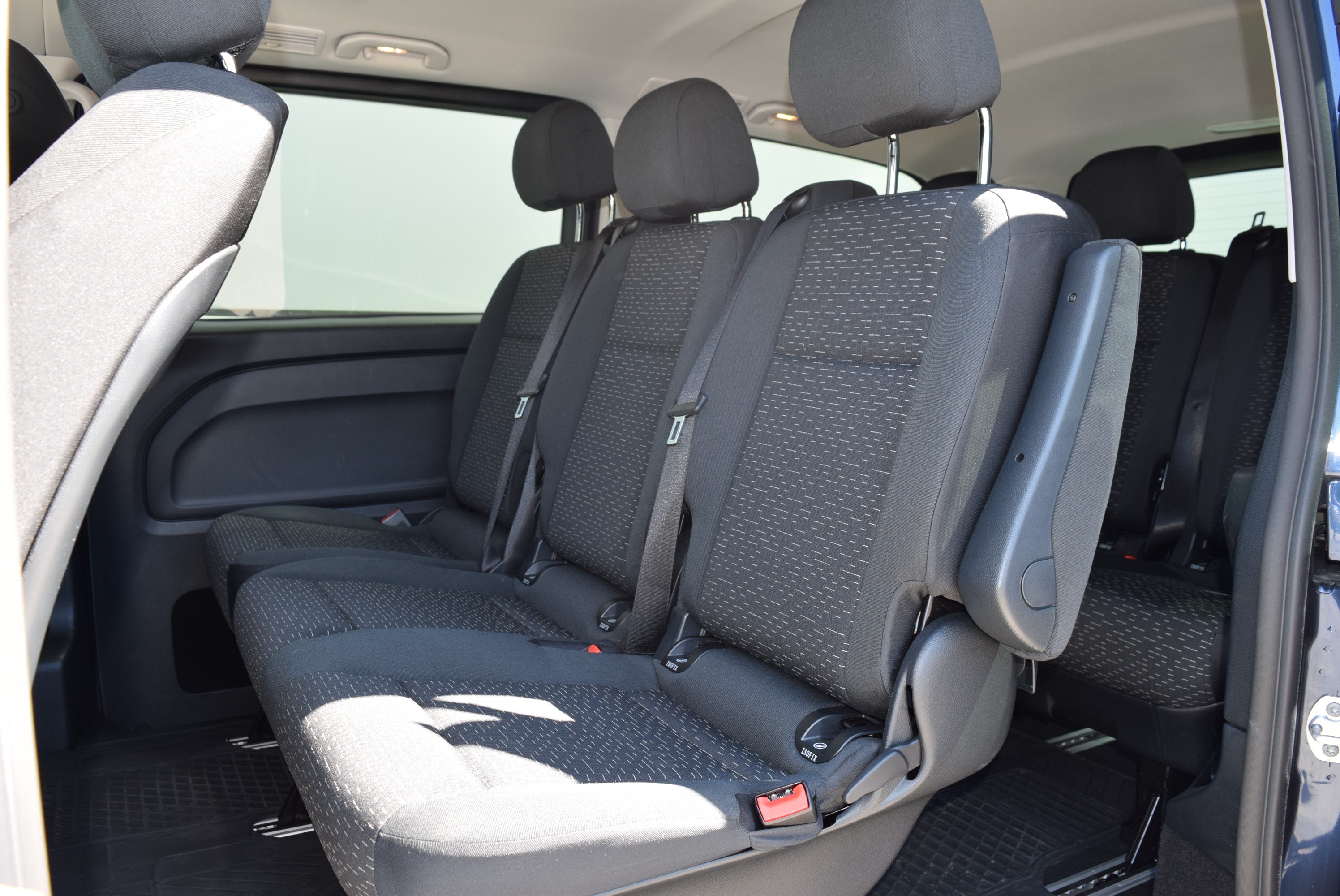 AEJ X4/2Abschliessbares HandschuhfachAerodynamik-PaketAirbag: Airbag BeifahrerAirbag: Thorax-Pelvis-Sidebag BeifahrerAirbag: Thorax-Pelvis-Sidebag FahrerAirbag: Windowbags f&uuml;r Fahrer und BeifahrerAntiblockiersystem (ABS)Assist: ATTENTION ASSISTAssist: Aktiver BremssassistentAssist: Aktiver Spurhalte-AssistentAssist: BerganfahrhilfeAssist: Feststellbremse elektrischAssist: HOLD-FunktionAssist: Intelligenter Geschwindigkeits-AssistentAssist: Kindererkennung im Fahrzeug passivAssist: Mercedes-Benz NotrufsystemAssist: PannenmanagementAssist: TempomatAssist: Totwinkel-AssistentAssist: TraktionskontrolleAssist: Updates Intelligenter Geschwindigkeits-AssistentAussenspiegel elektrisch heranklappbarAussenspiegel heizbar und elektrisch verstellbarBeleuchtete Spiegel f&uuml;r SonnenblendenBeleuchtung f&uuml;r Fussraum vorneBeleuchtung im Haltegriff Fond mit LesespotDekor: DachverkleidungDekor: Innenverkleidung gehobene Ausf&uuml;hrungDekor:Teppichboden im FondECO Start-Stopp-FunktionElektrik f&uuml;r Anh&auml;ngersteckdoseElektronisches Stabilit&auml;ts-Programm (ESP)Emissionsklasse Euro 6e RDE5 M/N1 GR. IIFahrwerk: Allradantrieb permanentFahrwerk: BasisfahrwerkFahrzeug HVO f&auml;higFehlbetankungsschutzFenster fest hintenFenster in Heckklappe mit Wisch-/WaschanlageFenster vorn links, fest in Seitenwand/Schiebet&uuml;rFenster vorn rechts, fest in Seitenwand/Schiebet&uuml;rGenerator 14 V / 250 AGeschwindigkeitsbegrenzung 210 km/hGetriebe: 9G-TRONICGewichtsvariante 3.100 kgHaltegriff im FondHaltegriffe f&uuml;r EinstiegHaltegriffe f&uuml;r Einstieg Fahrer und BeifahrerHaupttank 70 LiterInnenspiegel automatisch abblendbarKlima: Halbautomatisch geregelt Klimaanlage TEMPMATICKomfort-DachbedieneinheitKomfortbereifungKomfortschliessungK&uuml;hlergrill verchromtLackierung: Uni-LackierungLenkrad: LederlenkradLenkrad: Lenkrad in Neigung und H&ouml;he verstellbarLenkrad: MultifunktionslenkradLicht: Adaptives BremslichtLicht: AusstiegsleuchtenLicht: FahrlichtassistentLicht: Innen- und Umfeldbeleuchtung KombiLicht: MULTIBEAM LED mit Fernlichtassistent PLUSLicht: Schluss-, Brems- und Blinklicht in LED-TechnikLicht: Umfeldbeleuchtung HeckklappeMedia: 2-Wege-Lautsprecher vorn und hintenMedia: Digitales Radio (DAB)Media: Kombiinstrument mit FarbdisplayMedia: Kommunikationsmodul (LTE) f&uuml;r digitale DiensteMedia: MBUX MultimediasystemMedia: Smartphone-IntegrationspaketMedia: Vorr&uuml;stung NavigationMedia: Vorr&uuml;stung Remote Services PlusModellpflegeMotor: OM 654 DE 20 LA 120 kW (163 PS) 3800/minNachtbeleuchtung FondPaket: AkustikpaketPaket: Chrom Interieur-PaketPaket: Park-Paket mit R&uuml;ckfahrkameraPaket: Spiegel-Paket VitoPolster: Stoff Caluma schwarzR&auml;der: Bereifung 225/55 R17R&auml;der: Leichtmetallr&auml;der 7 J x 17, 5-Doppelspeichen-DesignR&auml;der: Reifendruck&uuml;berwachung an VA u. HA, drahtlosR&auml;der: SommerreifenServolenkung geschwindigkeitsabh&auml;ngigSitze: 3er-Sitzbank Komfort 1.Reihe, &auml;usserer Sitz klappb.Sitze: 3er-Sitzbank Komfort 2.Reihe, &auml;usserer Sitz klappb .Sitze: Armlehnen f&uuml;r Bestuhlung im FahrgastraumSitze: Komfort-BeifahrersitzSitze: Komfort-FahrersitzSitze: Lordosenst&uuml;tze BeifahrersitzSitze: Lordosenst&uuml;tze FahrersitzSitze: Sitzkissentiefenverstellung BeifahrerSitze: Sitzkissentiefenverstellung FahrerSitze: Sitzschienen mit Schnellverriegelung, 3 SchienenSteuercode Zertifizierung IIStossf&auml;nger und Anbauteile in WagenfarbeTeppichboden im Fahrzeuginnenraum vorneTourer SELECTT&uuml;ren: Aktiver Feststeller Schiebet&uuml;rT&uuml;ren: HeckklappeT&uuml;ren: Kindersicherung an T&uuml;ren im FahrgastraumVliesbatterie 12 V/92 AhWarmluftkanal zum FahrgastraumWarndreieckWartungsintervall 40.000 kmW&auml;rmed&auml;mmendes Glas rundumZentralverriegelung mit FernbedienungZuheizer elektrischZwei Cupholder&Auml;nderungsjahr G4-II