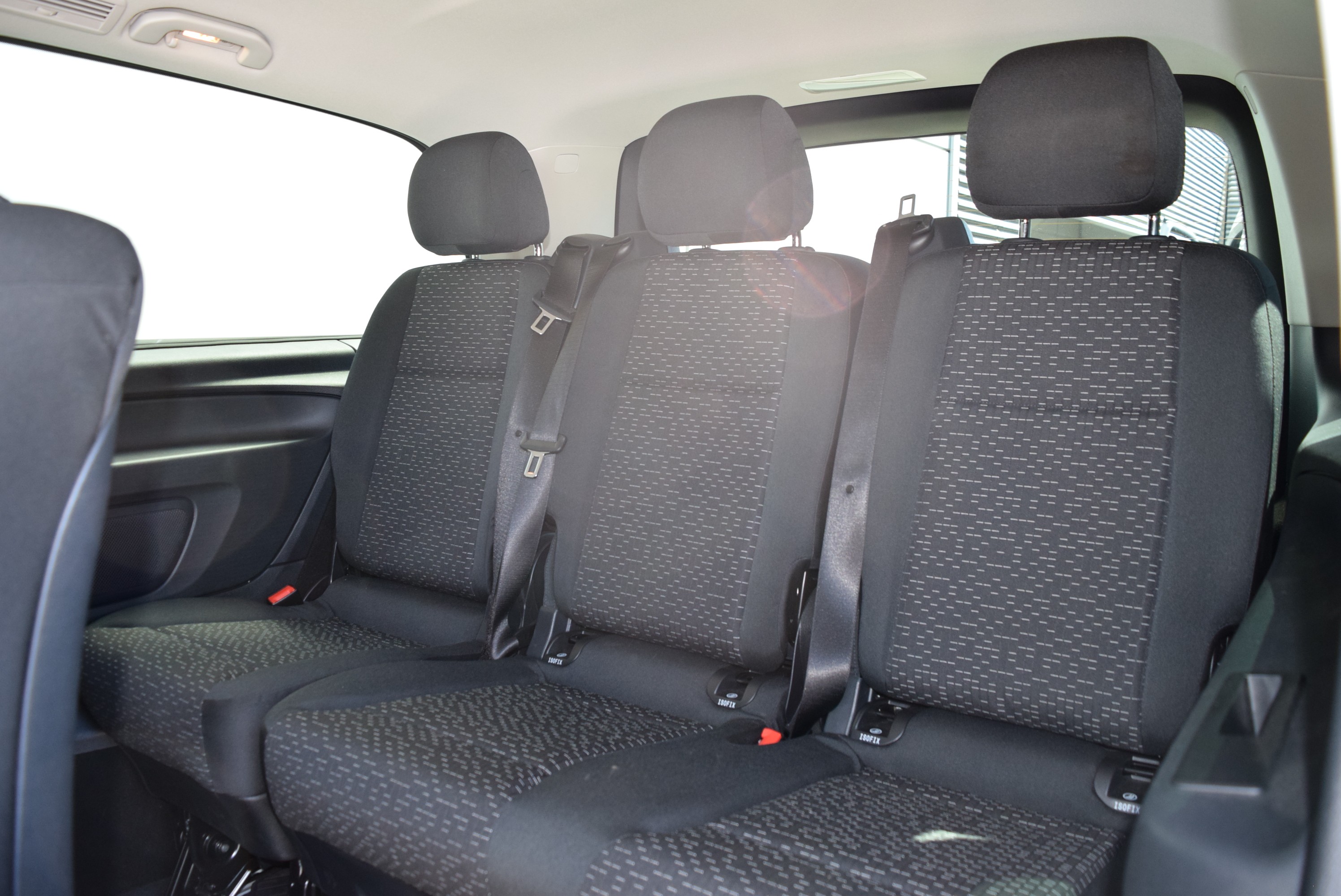 AEJ X4/2Abschliessbares HandschuhfachAerodynamik-PaketAirbag: Airbag BeifahrerAirbag: Thorax-Pelvis-Sidebag BeifahrerAirbag: Thorax-Pelvis-Sidebag FahrerAirbag: Windowbags f&uuml;r Fahrer und BeifahrerAntiblockiersystem (ABS)Assist: ATTENTION ASSISTAssist: Aktiver BremssassistentAssist: Aktiver Spurhalte-AssistentAssist: BerganfahrhilfeAssist: Feststellbremse elektrischAssist: HOLD-FunktionAssist: Intelligenter Geschwindigkeits-AssistentAssist: Kindererkennung im Fahrzeug passivAssist: Mercedes-Benz NotrufsystemAssist: PannenmanagementAssist: TempomatAssist: Totwinkel-AssistentAssist: TraktionskontrolleAssist: Updates Intelligenter Geschwindigkeits-AssistentAussenspiegel elektrisch heranklappbarAussenspiegel heizbar und elektrisch verstellbarBeleuchtete Spiegel f&uuml;r SonnenblendenBeleuchtung f&uuml;r Fussraum vorneBeleuchtung im Haltegriff Fond mit LesespotDekor: DachverkleidungDekor: Innenverkleidung gehobene Ausf&uuml;hrungDekor:Teppichboden im FondECO Start-Stopp-FunktionElektrik f&uuml;r Anh&auml;ngersteckdoseElektronisches Stabilit&auml;ts-Programm (ESP)Emissionsklasse Euro 6e RDE5 M/N1 GR. IIFahrwerk: Allradantrieb permanentFahrwerk: BasisfahrwerkFahrzeug HVO f&auml;higFehlbetankungsschutzFenster fest hintenFenster in Heckklappe mit Wisch-/WaschanlageFenster vorn links, fest in Seitenwand/Schiebet&uuml;rFenster vorn rechts, fest in Seitenwand/Schiebet&uuml;rGenerator 14 V / 250 AGeschwindigkeitsbegrenzung 210 km/hGetriebe: 9G-TRONICGewichtsvariante 3.100 kgHaltegriff im FondHaltegriffe f&uuml;r EinstiegHaltegriffe f&uuml;r Einstieg Fahrer und BeifahrerHaupttank 70 LiterInnenspiegel automatisch abblendbarKlima: Halbautomatisch geregelt Klimaanlage TEMPMATICKomfort-DachbedieneinheitKomfortbereifungKomfortschliessungK&uuml;hlergrill verchromtLackierung: Uni-LackierungLenkrad: LederlenkradLenkrad: Lenkrad in Neigung und H&ouml;he verstellbarLenkrad: MultifunktionslenkradLicht: Adaptives BremslichtLicht: AusstiegsleuchtenLicht: FahrlichtassistentLicht: Innen- und Umfeldbeleuchtung KombiLicht: MULTIBEAM LED mit Fernlichtassistent PLUSLicht: Schluss-, Brems- und Blinklicht in LED-TechnikLicht: Umfeldbeleuchtung HeckklappeMedia: 2-Wege-Lautsprecher vorn und hintenMedia: Digitales Radio (DAB)Media: Kombiinstrument mit FarbdisplayMedia: Kommunikationsmodul (LTE) f&uuml;r digitale DiensteMedia: MBUX MultimediasystemMedia: Smartphone-IntegrationspaketMedia: Vorr&uuml;stung NavigationMedia: Vorr&uuml;stung Remote Services PlusModellpflegeMotor: OM 654 DE 20 LA 120 kW (163 PS) 3800/minNachtbeleuchtung FondPaket: AkustikpaketPaket: Chrom Interieur-PaketPaket: Park-Paket mit R&uuml;ckfahrkameraPaket: Spiegel-Paket VitoPolster: Stoff Caluma schwarzR&auml;der: Bereifung 225/55 R17R&auml;der: Leichtmetallr&auml;der 7 J x 17, 5-Doppelspeichen-DesignR&auml;der: Reifendruck&uuml;berwachung an VA u. HA, drahtlosR&auml;der: SommerreifenServolenkung geschwindigkeitsabh&auml;ngigSitze: 3er-Sitzbank Komfort 1.Reihe, &auml;usserer Sitz klappb.Sitze: 3er-Sitzbank Komfort 2.Reihe, &auml;usserer Sitz klappb .Sitze: Armlehnen f&uuml;r Bestuhlung im FahrgastraumSitze: Komfort-BeifahrersitzSitze: Komfort-FahrersitzSitze: Lordosenst&uuml;tze BeifahrersitzSitze: Lordosenst&uuml;tze FahrersitzSitze: Sitzkissentiefenverstellung BeifahrerSitze: Sitzkissentiefenverstellung FahrerSitze: Sitzschienen mit Schnellverriegelung, 3 SchienenSteuercode Zertifizierung IIStossf&auml;nger und Anbauteile in WagenfarbeTeppichboden im Fahrzeuginnenraum vorneTourer SELECTT&uuml;ren: Aktiver Feststeller Schiebet&uuml;rT&uuml;ren: HeckklappeT&uuml;ren: Kindersicherung an T&uuml;ren im FahrgastraumVliesbatterie 12 V/92 AhWarmluftkanal zum FahrgastraumWarndreieckWartungsintervall 40.000 kmW&auml;rmed&auml;mmendes Glas rundumZentralverriegelung mit FernbedienungZuheizer elektrischZwei Cupholder&Auml;nderungsjahr G4-II
