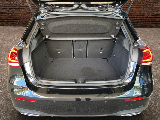 [all]12 Monate Garantie / Gratisservice 10 Jahre oder 100'000 Km ab 1.Inv. / zzgl. Ablieferungspauschale CHF 540.-[/all]


[all]

[/all]&nbsp; AMG Leichtmetallr&auml;der im 5-Doppelspei-Ablagen in den T&uuml;renAirbag: Airbag Fahrer und BeifahrerAirbag: Automatische Beifahrerairbag-AbschaltungAirbag: Knie-Airbag f&uuml;r FahrerAirbag: Seitenairbag f&uuml;r Fahrer und BeifahrerAirbag: Window-KopfairbagsAntiblockiersystem (ABS)Antriebsschlupfregelung (ASR)Assist: Aktiver BremssassistentAssist: NotrufsystemAssist: SpurhalteassistentAssist: Transparente MotorhaubeAssist:Reifendruck-KontrollanzeigeAssist:Tempomat mit variabler Geschwindigkeits-Auspuffblende, verchromtAussenspiegel in HochglanzschwarzBremsassistent (BAS)BremsbelagverschleissDYNAMIC SELECT SchalterDekor: Bordkantenzierstab in ChromDekor: Dachhimmel schwarzDiamantgrillDoppelcupholder vorneDrittes Bremslicht LEDECO Start-Stopp-FunktionEinstiegsschienen vorne mit LogoElektronisches Stabilit&auml;ts-Programm (ESP)Getriebe: Sequentielles 7-Gang-Getriebe mitHeckscheibenheizungHeckscheibenwischerH&ouml;henverstellbare Gurten vorneKEYLESS GO Start FunktionKatalysator geregeltKlima:Klimatisierungsautomatik THERMOTRONICKomfortfahrwerk mit TieferlegungKommunikationsmodulK&uuml;hlergrill schwarz gl&auml;nzendLackierung: Uni-LackierungLenkrad:Multifunktions-Sportlenkrad in Leder NappaLicht: LED Blinker im AussenspiegelLicht: LED High Performance-ScheinwerferLicht: LED-TagfahrlichtLicht: NebelschlussleuchteLicht:Adaptives BremslichtLicht:HalogenscheinwerferMake up-Spiegel linksMake up-Spiegel rechtsMedia: Digitaler Radioempfang (DAB/DAB+)Polster: Ledernachbildung ARTICO/Stoff zweifarbigRegensensor f&uuml;r Scheibenwischer vorneR&auml;der:Reifenreparatur-Set mit KompressorScheibenwischer vorne mit IntervallSeitenschwellerverkleidung in Wagen-Servolenkung geschwindigkeitsabh&auml;ngigSitzbelegungserkennung f&uuml;r BeifahrersitzSitze: 3-Punkt-Sicherheitsgurte auf allen Pl&auml;tzenSitze:Gurtstraffer vorneSitze:ISOFIX-Befestigungspunkte f&uuml;r KindersitzSitze:Komfortsitze vorneSitze:Kopfst&uuml;tzen hinten h&ouml;henverstellbarSitze:Sportsitze vorneSteckdose 12-Volt- vorneStossstangen in WagenfarbeTouchpadT&uuml;rgriffe aussen in WagenfarbeWegfahrsperre elektronischW&auml;rmed&auml;mmendes Glas, ab B-S&auml;ule dunkel get&ouml;ntZentralverriegelung mit Fernbedienung und automatischer T&uuml;rverriegelung AMG Leichtmetallr&auml;der im Vielspeichen-AMG VeloursfussmattenAblagefach mit Rollo in MittelkonsoleAssist:Real Time Traffic InformationEntfall Typenbezeichnung auf HeckdeckelLackierung: Metallic-LackierungLicht- und SichtpaketPaket: Park-Paket mit R&uuml;ckfahrkameraPolsterung Ledernachbildung ARTICO /Premium-PaketArmlehne im Fond klapp- und (entnehmbar)Assist: Aktiver Parkassistent inkl. PARKTRONICInnen- und Aussenspiegel automatischKEYLESS GO Zugangs- und FahrberechtigungLicht: Ambientebeleuchtung Multi-ColourMedia: Media-DisplayMedia: SoundsystemMedia:HDD Festplatten NavigationssystemSitze: Vordersitze heizbarVolldigitales Instrumenten-DisplaySitze: R&uuml;cksitzlehne geteilt abklappbarSitzkomfort-Paket