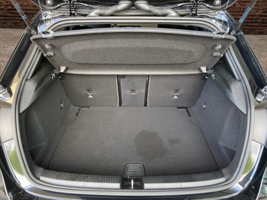 [all]12 Monate Garantie / Gratisservice 10 Jahre oder 100'000 Km ab 1.Inv. / zzgl. Ablieferungspauschale CHF 540.-[/all]


[all]

[/all]&nbsp; AMG Leichtmetallr&auml;der im 5-Doppelspei-Ablagen in den T&uuml;renAirbag: Airbag Fahrer und BeifahrerAirbag: Automatische Beifahrerairbag-AbschaltungAirbag: Knie-Airbag f&uuml;r FahrerAirbag: Seitenairbag f&uuml;r Fahrer und BeifahrerAirbag: Window-KopfairbagsAntiblockiersystem (ABS)Antriebsschlupfregelung (ASR)Assist: Aktiver BremssassistentAssist: NotrufsystemAssist: SpurhalteassistentAssist: Transparente MotorhaubeAssist:Reifendruck-KontrollanzeigeAssist:Tempomat mit variabler Geschwindigkeits-Auspuffblende, verchromtAussenspiegel in HochglanzschwarzBremsassistent (BAS)BremsbelagverschleissDYNAMIC SELECT SchalterDekor: Bordkantenzierstab in ChromDekor: Dachhimmel schwarzDiamantgrillDoppelcupholder vorneDrittes Bremslicht LEDECO Start-Stopp-FunktionEinstiegsschienen vorne mit LogoElektronisches Stabilit&auml;ts-Programm (ESP)Getriebe: Sequentielles 7-Gang-Getriebe mitHeckscheibenheizungHeckscheibenwischerH&ouml;henverstellbare Gurten vorneKEYLESS GO Start FunktionKatalysator geregeltKlima:Klimatisierungsautomatik THERMOTRONICKomfortfahrwerk mit TieferlegungKommunikationsmodulK&uuml;hlergrill schwarz gl&auml;nzendLackierung: Uni-LackierungLenkrad:Multifunktions-Sportlenkrad in Leder NappaLicht: LED Blinker im AussenspiegelLicht: LED High Performance-ScheinwerferLicht: LED-TagfahrlichtLicht: NebelschlussleuchteLicht:Adaptives BremslichtLicht:HalogenscheinwerferMake up-Spiegel linksMake up-Spiegel rechtsMedia: Digitaler Radioempfang (DAB/DAB+)Polster: Ledernachbildung ARTICO/Stoff zweifarbigRegensensor f&uuml;r Scheibenwischer vorneR&auml;der:Reifenreparatur-Set mit KompressorScheibenwischer vorne mit IntervallSeitenschwellerverkleidung in Wagen-Servolenkung geschwindigkeitsabh&auml;ngigSitzbelegungserkennung f&uuml;r BeifahrersitzSitze: 3-Punkt-Sicherheitsgurte auf allen Pl&auml;tzenSitze:Gurtstraffer vorneSitze:ISOFIX-Befestigungspunkte f&uuml;r KindersitzSitze:Komfortsitze vorneSitze:Kopfst&uuml;tzen hinten h&ouml;henverstellbarSitze:Sportsitze vorneSteckdose 12-Volt- vorneStossstangen in WagenfarbeTouchpadT&uuml;rgriffe aussen in WagenfarbeWegfahrsperre elektronischW&auml;rmed&auml;mmendes Glas, ab B-S&auml;ule dunkel get&ouml;ntZentralverriegelung mit Fernbedienung und automatischer T&uuml;rverriegelung AMG Leichtmetallr&auml;der im Vielspeichen-AMG VeloursfussmattenAblagefach mit Rollo in MittelkonsoleAssist:Real Time Traffic InformationEntfall Typenbezeichnung auf HeckdeckelLackierung: Metallic-LackierungLicht- und SichtpaketPaket: Park-Paket mit R&uuml;ckfahrkameraPolsterung Ledernachbildung ARTICO /Premium-PaketArmlehne im Fond klapp- und (entnehmbar)Assist: Aktiver Parkassistent inkl. PARKTRONICInnen- und Aussenspiegel automatischKEYLESS GO Zugangs- und FahrberechtigungLicht: Ambientebeleuchtung Multi-ColourMedia: Media-DisplayMedia: SoundsystemMedia:HDD Festplatten NavigationssystemSitze: Vordersitze heizbarVolldigitales Instrumenten-DisplaySitze: R&uuml;cksitzlehne geteilt abklappbarSitzkomfort-Paket