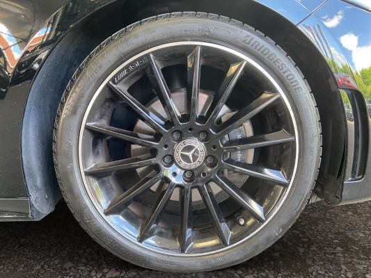 [all]12 Monate Garantie / Gratisservice 10 Jahre oder 100'000 Km ab 1.Inv. / zzgl. Ablieferungspauschale CHF 540.-[/all]


[all]

[/all]&nbsp; AMG Leichtmetallr&auml;der im 5-Doppelspei-Ablagen in den T&uuml;renAirbag: Airbag Fahrer und BeifahrerAirbag: Automatische Beifahrerairbag-AbschaltungAirbag: Knie-Airbag f&uuml;r FahrerAirbag: Seitenairbag f&uuml;r Fahrer und BeifahrerAirbag: Window-KopfairbagsAntiblockiersystem (ABS)Antriebsschlupfregelung (ASR)Assist: Aktiver BremssassistentAssist: NotrufsystemAssist: SpurhalteassistentAssist: Transparente MotorhaubeAssist:Reifendruck-KontrollanzeigeAssist:Tempomat mit variabler Geschwindigkeits-Auspuffblende, verchromtAussenspiegel in HochglanzschwarzBremsassistent (BAS)BremsbelagverschleissDYNAMIC SELECT SchalterDekor: Bordkantenzierstab in ChromDekor: Dachhimmel schwarzDiamantgrillDoppelcupholder vorneDrittes Bremslicht LEDECO Start-Stopp-FunktionEinstiegsschienen vorne mit LogoElektronisches Stabilit&auml;ts-Programm (ESP)Getriebe: Sequentielles 7-Gang-Getriebe mitHeckscheibenheizungHeckscheibenwischerH&ouml;henverstellbare Gurten vorneKEYLESS GO Start FunktionKatalysator geregeltKlima:Klimatisierungsautomatik THERMOTRONICKomfortfahrwerk mit TieferlegungKommunikationsmodulK&uuml;hlergrill schwarz gl&auml;nzendLackierung: Uni-LackierungLenkrad:Multifunktions-Sportlenkrad in Leder NappaLicht: LED Blinker im AussenspiegelLicht: LED High Performance-ScheinwerferLicht: LED-TagfahrlichtLicht: NebelschlussleuchteLicht:Adaptives BremslichtLicht:HalogenscheinwerferMake up-Spiegel linksMake up-Spiegel rechtsMedia: Digitaler Radioempfang (DAB/DAB+)Polster: Ledernachbildung ARTICO/Stoff zweifarbigRegensensor f&uuml;r Scheibenwischer vorneR&auml;der:Reifenreparatur-Set mit KompressorScheibenwischer vorne mit IntervallSeitenschwellerverkleidung in Wagen-Servolenkung geschwindigkeitsabh&auml;ngigSitzbelegungserkennung f&uuml;r BeifahrersitzSitze: 3-Punkt-Sicherheitsgurte auf allen Pl&auml;tzenSitze:Gurtstraffer vorneSitze:ISOFIX-Befestigungspunkte f&uuml;r KindersitzSitze:Komfortsitze vorneSitze:Kopfst&uuml;tzen hinten h&ouml;henverstellbarSitze:Sportsitze vorneSteckdose 12-Volt- vorneStossstangen in WagenfarbeTouchpadT&uuml;rgriffe aussen in WagenfarbeWegfahrsperre elektronischW&auml;rmed&auml;mmendes Glas, ab B-S&auml;ule dunkel get&ouml;ntZentralverriegelung mit Fernbedienung und automatischer T&uuml;rverriegelung AMG Leichtmetallr&auml;der im Vielspeichen-AMG VeloursfussmattenAblagefach mit Rollo in MittelkonsoleAssist:Real Time Traffic InformationEntfall Typenbezeichnung auf HeckdeckelLackierung: Metallic-LackierungLicht- und SichtpaketPaket: Park-Paket mit R&uuml;ckfahrkameraPolsterung Ledernachbildung ARTICO /Premium-PaketArmlehne im Fond klapp- und (entnehmbar)Assist: Aktiver Parkassistent inkl. PARKTRONICInnen- und Aussenspiegel automatischKEYLESS GO Zugangs- und FahrberechtigungLicht: Ambientebeleuchtung Multi-ColourMedia: Media-DisplayMedia: SoundsystemMedia:HDD Festplatten NavigationssystemSitze: Vordersitze heizbarVolldigitales Instrumenten-DisplaySitze: R&uuml;cksitzlehne geteilt abklappbarSitzkomfort-Paket