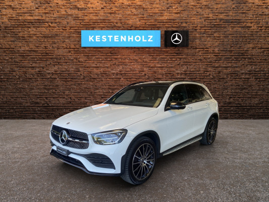 [all]12 Monate Garantie / zzgl. Ablieferungspauschale CHF 540.-[/all]


[all]

[/all]&nbsp; AMG Front- und Hecksch&uuml;rzeAMG VeloursfussmattenAirbag: Airbag Fahrer und BeifahrerAirbag: Knie-Airbag f&uuml;r FahrerAirbag: Seiten- und Beckenairbag (Pelvisbag)Airbag: Window-Kopfairbags f&uuml;r Fahrer, BeifahrerAntiblockiersystem (ABS)Armlehne f&uuml;r Fahrer- und BeifahrersitzAssist: COLLISION PREVENTION ASSISTAssist: Feststellbremse mit HOLD-Funktion und BerganfahrhilfeAssist: Tempomat mit GeschwindigkeitsbegrenzerAussenspiegel links elektrischAussentemperaturanzeigeDYNAMIC SELECTDachreling in ChromDiamantgrill mit verchromten Pins und LamelleElektrische Fensterheber vorne + hintenElektronisches Stabilit&auml;ts-Programm (ESP)Erste-Hilfe-Kasten und WarndreieckFenstereinfassung in poliertem AluminiumGarantie: MERCEDES-SWISS-INTEGRAL plus -HandschuhfachInnenraumbeleuchtungKEYLESS GO Start FunktionKlima: Klimatisierungsautomatik THERMATICLackierung: Uni-Lackierung PolarweissLaderaumabdeckungLenkrad: Multifunktions-Sportlenkrad in Leder NappaLicht: LED High Performance-ScheinwerferLicht:Adaptives BremslichtMedia: Digitales Radio (DAB)Polster: Ledernachbildung ARTICO/Mikrofaser DINAMICAR&auml;der: AMG Leichtmetallr&auml;der 19" im 5-Speichen-DesignServolenkung geschwindigkeitsabh&auml;ngigSitze:Vordersitze mit elektrischer H&ouml;hen-,Zentralverriegelung mit Fernbedienung und automatischer T&uuml;rverriegelung Anh&auml;ngevorrichtung und ESP mit AntriebsschlupfregelungAssist: Anh&auml;ngerrangier-AssistentBremsanlage mit gr&ouml;sseren Bremsscheiben an der VorderachseDachhimmel schwarzGer&auml;uschd&auml;mmendes get&ouml;ntes AkustikglasKEYLESS-GOKlima: Klimatisierungsautomatik THERMOTRONICLenkrad: LenkradheizungMedia: Head-Up DisplayPaket: Fahrassistenz-PaketAssist: Abstands-Assistent DISTRONICAssist: Aktiver Lenk-AssistentAssist: Automatische Wiederanfahrt im StauAssist: PRE-SAFE SicherheitssystemAssist: Streckenbasierte GeschwindigkeitsanpassungPaket: Park-Paket mit 360 -KameraAssist: 360-KameraAssist: Aktiver Parkassistent inkl. PARKTRONICPaket: Premium-Plus-PaketAssist: VerkehrszeichenerkennungLicht: Ambientebeleuchtung Multi-ColourLicht: MULTIBEAM LED ScheinwerferMedia: Burmester Surround SoundsystemMedia: Burmester Surround Soundsystem in Verb.mit Premium PaketMedia: Konnektivit&auml;ts-Paket NavigationMedia: Media-DisplayMedia: Smartphone-IntergrationPaket: Park-Paket mit R&uuml;ckfahrkameraPaket: Spiegel-PaketPanorama Schiebe-/Hebedach elektrischSitze: Sitzheizung f&uuml;r Fahrer und BeifahrerVolldigitales Instrumenten-DisplayPaket: Spiegel-PaketEinstiegs- und Ausstiegsbeleuchtung in den AussenspiegelnInnen- und Aussenspiegel automatisch abblendbar,Aussenspiegel links und rechts elektrisch anklappbarPaket: Sport-Paket BlackAussenspiegel in HochglanzschwarzUnterfahrschutz in Schwarz gl&auml;nzendW&auml;rmed&auml;mmendes Glas, ab B-S&auml;ule dunkel get&ouml;ntR&auml;der: AMG Leichtmetallr&auml;der im Vielspeichen-Design 20J mit Sport-Paket BlackSitze: Beifahrersitz elektrisch verstellbar mit Memory-FunktionSitze: Fahrersitz elektrisch einstellbar mit Memory-FunktionTrittbretter in Aluminiumoptik mit GumminoppenWegfall Typkennzeichen auf Gep&auml;ckraumklappe