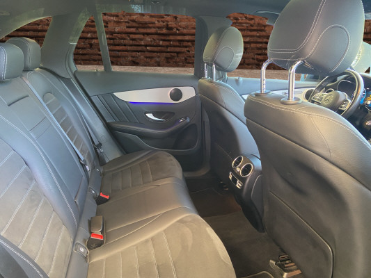 [all]12 Monate Garantie / zzgl. Ablieferungspauschale CHF 540.-[/all]


[all]

[/all]&nbsp; AMG Front- und Hecksch&uuml;rzeAMG VeloursfussmattenAirbag: Airbag Fahrer und BeifahrerAirbag: Knie-Airbag f&uuml;r FahrerAirbag: Seiten- und Beckenairbag (Pelvisbag)Airbag: Window-Kopfairbags f&uuml;r Fahrer, BeifahrerAntiblockiersystem (ABS)Armlehne f&uuml;r Fahrer- und BeifahrersitzAssist: COLLISION PREVENTION ASSISTAssist: Feststellbremse mit HOLD-Funktion und BerganfahrhilfeAssist: Tempomat mit GeschwindigkeitsbegrenzerAussenspiegel links elektrischAussentemperaturanzeigeDYNAMIC SELECTDachreling in ChromDiamantgrill mit verchromten Pins und LamelleElektrische Fensterheber vorne + hintenElektronisches Stabilit&auml;ts-Programm (ESP)Erste-Hilfe-Kasten und WarndreieckFenstereinfassung in poliertem AluminiumGarantie: MERCEDES-SWISS-INTEGRAL plus -HandschuhfachInnenraumbeleuchtungKEYLESS GO Start FunktionKlima: Klimatisierungsautomatik THERMATICLackierung: Uni-Lackierung PolarweissLaderaumabdeckungLenkrad: Multifunktions-Sportlenkrad in Leder NappaLicht: LED High Performance-ScheinwerferLicht:Adaptives BremslichtMedia: Digitales Radio (DAB)Polster: Ledernachbildung ARTICO/Mikrofaser DINAMICAR&auml;der: AMG Leichtmetallr&auml;der 19" im 5-Speichen-DesignServolenkung geschwindigkeitsabh&auml;ngigSitze:Vordersitze mit elektrischer H&ouml;hen-,Zentralverriegelung mit Fernbedienung und automatischer T&uuml;rverriegelung Anh&auml;ngevorrichtung und ESP mit AntriebsschlupfregelungAssist: Anh&auml;ngerrangier-AssistentBremsanlage mit gr&ouml;sseren Bremsscheiben an der VorderachseDachhimmel schwarzGer&auml;uschd&auml;mmendes get&ouml;ntes AkustikglasKEYLESS-GOKlima: Klimatisierungsautomatik THERMOTRONICLenkrad: LenkradheizungMedia: Head-Up DisplayPaket: Fahrassistenz-PaketAssist: Abstands-Assistent DISTRONICAssist: Aktiver Lenk-AssistentAssist: Automatische Wiederanfahrt im StauAssist: PRE-SAFE SicherheitssystemAssist: Streckenbasierte GeschwindigkeitsanpassungPaket: Park-Paket mit 360 -KameraAssist: 360-KameraAssist: Aktiver Parkassistent inkl. PARKTRONICPaket: Premium-Plus-PaketAssist: VerkehrszeichenerkennungLicht: Ambientebeleuchtung Multi-ColourLicht: MULTIBEAM LED ScheinwerferMedia: Burmester Surround SoundsystemMedia: Burmester Surround Soundsystem in Verb.mit Premium PaketMedia: Konnektivit&auml;ts-Paket NavigationMedia: Media-DisplayMedia: Smartphone-IntergrationPaket: Park-Paket mit R&uuml;ckfahrkameraPaket: Spiegel-PaketPanorama Schiebe-/Hebedach elektrischSitze: Sitzheizung f&uuml;r Fahrer und BeifahrerVolldigitales Instrumenten-DisplayPaket: Spiegel-PaketEinstiegs- und Ausstiegsbeleuchtung in den AussenspiegelnInnen- und Aussenspiegel automatisch abblendbar,Aussenspiegel links und rechts elektrisch anklappbarPaket: Sport-Paket BlackAussenspiegel in HochglanzschwarzUnterfahrschutz in Schwarz gl&auml;nzendW&auml;rmed&auml;mmendes Glas, ab B-S&auml;ule dunkel get&ouml;ntR&auml;der: AMG Leichtmetallr&auml;der im Vielspeichen-Design 20J mit Sport-Paket BlackSitze: Beifahrersitz elektrisch verstellbar mit Memory-FunktionSitze: Fahrersitz elektrisch einstellbar mit Memory-FunktionTrittbretter in Aluminiumoptik mit GumminoppenWegfall Typkennzeichen auf Gep&auml;ckraumklappe