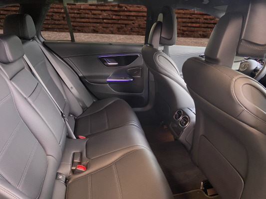 [all]12 Monate Garantie / Gratisservice 10 Jahre oder 100'000 Km ab 1.Inv. / zzgl. Ablieferungspauschale CHF 540.-[/all]


[all]
AMG Line Exteterieur
[/all]&nbsp; Airbag: Airbag Fahrer und BeifahrerAirbag: MittenairbagAirbag: Seitenairbag f&uuml;r Fahrer und BeifahrerAirbag: Window-KopfairbagsAntiblockiersystem (ABS)Assist: Aktiver Brems-AssistentAssist: Aktiver Spurhalte-AssistentAssist: Mercedes-Benz NotrufsystemBordcomputerDekor: Dachhimmel in Stoff kristallgrauDekor: Mittelkonsole in Schwarz hochgl&auml;nzendDekor: Zierelemente in Wellenoptik silberDieselpartikelfilterDrehzahlmesserElektrische Fensterheber vorneElektronische TraktionskontrolleElektronisches Stabilit&auml;ts-Programm (ESP)Getriebe: 9G-TRONIC AutomatikHeckscheibenheizungHeckscheibenwischerLackierung: Uni-Lackierung PolarweissLicht: Drittes BremslichtLicht: LED High Performance-ScheinwerferMERCEDES-BENZ MOBILIT&Auml;TMERCEDES-SWISS-INTEGRALMedia: Digitales Radio (DAB)Paket: AVANTGARDE AdvancedPolster: Ledernachbildung ARTICO/Stoff Tomasi schwarzR&auml;der: 17'' Leichtmetallr&auml;der im 10-Doppelspeichen-DesignR&auml;der: ReifendruckkontrolleServolenkungSicherheitsgurte 3-PunktWegfahrsperre elektronischZentralverriegelung mit Fernbedienung Airbag: Seitenairbags hintenAnh&auml;ngerkupplung mit ESP Anh&auml;ngerstabilisierungAssist: Verkehrszeichen-AssistentDekor: Innenhimmel Stoff schwarzDekor: Mittelkonsole MetallstrukturLackierung: Metallic-LackierungPaket: AMG Line PremiumLicht: DIGITAL LIGHTMedia: MBUX Augmented Reality f&uuml;r NavigationPaket: AMG Line Advanced PlusPaket: KEYLESS GO Komfort-PaketPaket: ENERGIZING Paket PlusPaket: AIR-BALANCE PaketSitze: Multikontursitze vornePaket: Fahrassistenz-Paket PlusAssist: Aktiver Abstands-Assistent DISTRONICAssist: PRE-SAFE Impuls SeiteAssist: Verkehrszeichen-AssistentPaket: Night-PaketAMG Frontsch&uuml;rze mit Zierelement (Wing) in Schwarz hochgl&auml;nzendDachreling schwarzHeckstossf&auml;nger mit Zierelement (Wing) in Schwarz hochgl&auml;nzendK&uuml;hlerverkleidung mit Mercedes-Benz Logo und Lamelle in Schwarz hochgl&auml;nzendW&auml;rmed&auml;mmendes Glas, ab B-S&auml;ule dunkel get&ouml;ntPaket: Park-Paket mit 360 -KameraAssist: 360-KameraAssist: Aktiver Parkassistent inkl. PARKTRONICPaket: Sonnenschutz-PaketSitze: Sitzklimatisierung vorne