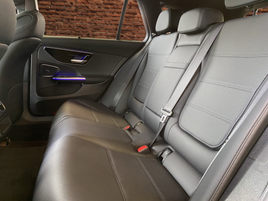 [all]12 Monate Garantie / Gratisservice 10 Jahre oder 100'000 Km ab 1.Inv. / zzgl. Ablieferungspauschale CHF 540.-[/all]


[all]
AMG Line Exteterieur
[/all]&nbsp; Airbag: Airbag Fahrer und BeifahrerAirbag: MittenairbagAirbag: Seitenairbag f&uuml;r Fahrer und BeifahrerAirbag: Window-KopfairbagsAntiblockiersystem (ABS)Assist: Aktiver Brems-AssistentAssist: Aktiver Spurhalte-AssistentAssist: Mercedes-Benz NotrufsystemBordcomputerDekor: Dachhimmel in Stoff kristallgrauDekor: Mittelkonsole in Schwarz hochgl&auml;nzendDekor: Zierelemente in Wellenoptik silberDieselpartikelfilterDrehzahlmesserElektrische Fensterheber vorneElektronische TraktionskontrolleElektronisches Stabilit&auml;ts-Programm (ESP)Getriebe: 9G-TRONIC AutomatikHeckscheibenheizungHeckscheibenwischerLackierung: Uni-Lackierung PolarweissLicht: Drittes BremslichtLicht: LED High Performance-ScheinwerferMERCEDES-BENZ MOBILIT&Auml;TMERCEDES-SWISS-INTEGRALMedia: Digitales Radio (DAB)Paket: AVANTGARDE AdvancedPolster: Ledernachbildung ARTICO/Stoff Tomasi schwarzR&auml;der: 17'' Leichtmetallr&auml;der im 10-Doppelspeichen-DesignR&auml;der: ReifendruckkontrolleServolenkungSicherheitsgurte 3-PunktWegfahrsperre elektronischZentralverriegelung mit Fernbedienung Airbag: Seitenairbags hintenAnh&auml;ngerkupplung mit ESP Anh&auml;ngerstabilisierungAssist: Verkehrszeichen-AssistentDekor: Innenhimmel Stoff schwarzDekor: Mittelkonsole MetallstrukturLackierung: Metallic-LackierungPaket: AMG Line PremiumLicht: DIGITAL LIGHTMedia: MBUX Augmented Reality f&uuml;r NavigationPaket: AMG Line Advanced PlusPaket: KEYLESS GO Komfort-PaketPaket: ENERGIZING Paket PlusPaket: AIR-BALANCE PaketSitze: Multikontursitze vornePaket: Fahrassistenz-Paket PlusAssist: Aktiver Abstands-Assistent DISTRONICAssist: PRE-SAFE Impuls SeiteAssist: Verkehrszeichen-AssistentPaket: Night-PaketAMG Frontsch&uuml;rze mit Zierelement (Wing) in Schwarz hochgl&auml;nzendDachreling schwarzHeckstossf&auml;nger mit Zierelement (Wing) in Schwarz hochgl&auml;nzendK&uuml;hlerverkleidung mit Mercedes-Benz Logo und Lamelle in Schwarz hochgl&auml;nzendW&auml;rmed&auml;mmendes Glas, ab B-S&auml;ule dunkel get&ouml;ntPaket: Park-Paket mit 360 -KameraAssist: 360-KameraAssist: Aktiver Parkassistent inkl. PARKTRONICPaket: Sonnenschutz-PaketSitze: Sitzklimatisierung vorne