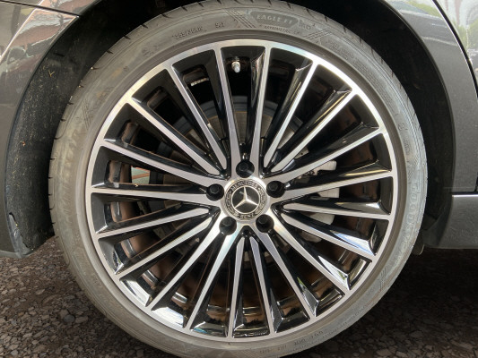 [all]12 Monate Garantie / Gratisservice 10 Jahre oder 100'000 Km ab 1.Inv. / zzgl. Ablieferungspauschale CHF 540.-[/all]


[all]
AMG Line Exteterieur
[/all]&nbsp; Airbag: Airbag Fahrer und BeifahrerAirbag: MittenairbagAirbag: Seitenairbag f&uuml;r Fahrer und BeifahrerAirbag: Window-KopfairbagsAntiblockiersystem (ABS)Assist: Aktiver Brems-AssistentAssist: Aktiver Spurhalte-AssistentAssist: Mercedes-Benz NotrufsystemBordcomputerDekor: Dachhimmel in Stoff kristallgrauDekor: Mittelkonsole in Schwarz hochgl&auml;nzendDekor: Zierelemente in Wellenoptik silberDieselpartikelfilterDrehzahlmesserElektrische Fensterheber vorneElektronische TraktionskontrolleElektronisches Stabilit&auml;ts-Programm (ESP)Getriebe: 9G-TRONIC AutomatikHeckscheibenheizungHeckscheibenwischerLackierung: Uni-Lackierung PolarweissLicht: Drittes BremslichtLicht: LED High Performance-ScheinwerferMERCEDES-BENZ MOBILIT&Auml;TMERCEDES-SWISS-INTEGRALMedia: Digitales Radio (DAB)Paket: AVANTGARDE AdvancedPolster: Ledernachbildung ARTICO/Stoff Tomasi schwarzR&auml;der: 17'' Leichtmetallr&auml;der im 10-Doppelspeichen-DesignR&auml;der: ReifendruckkontrolleServolenkungSicherheitsgurte 3-PunktWegfahrsperre elektronischZentralverriegelung mit Fernbedienung Airbag: Seitenairbags hintenAnh&auml;ngerkupplung mit ESP Anh&auml;ngerstabilisierungAssist: Verkehrszeichen-AssistentDekor: Innenhimmel Stoff schwarzDekor: Mittelkonsole MetallstrukturLackierung: Metallic-LackierungPaket: AMG Line PremiumLicht: DIGITAL LIGHTMedia: MBUX Augmented Reality f&uuml;r NavigationPaket: AMG Line Advanced PlusPaket: KEYLESS GO Komfort-PaketPaket: ENERGIZING Paket PlusPaket: AIR-BALANCE PaketSitze: Multikontursitze vornePaket: Fahrassistenz-Paket PlusAssist: Aktiver Abstands-Assistent DISTRONICAssist: PRE-SAFE Impuls SeiteAssist: Verkehrszeichen-AssistentPaket: Night-PaketAMG Frontsch&uuml;rze mit Zierelement (Wing) in Schwarz hochgl&auml;nzendDachreling schwarzHeckstossf&auml;nger mit Zierelement (Wing) in Schwarz hochgl&auml;nzendK&uuml;hlerverkleidung mit Mercedes-Benz Logo und Lamelle in Schwarz hochgl&auml;nzendW&auml;rmed&auml;mmendes Glas, ab B-S&auml;ule dunkel get&ouml;ntPaket: Park-Paket mit 360 -KameraAssist: 360-KameraAssist: Aktiver Parkassistent inkl. PARKTRONICPaket: Sonnenschutz-PaketSitze: Sitzklimatisierung vorne