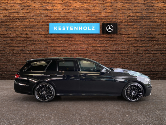 [all]12 Monate Garantie / Gratisservice 10 Jahre oder 100'000 Km ab 1.Inv. / zzgl. Ablieferungspauschale CHF 540.-[/all]


[all]
50.8 cm (20) AMG-Leichtmetallr&auml;der im Vielspeicher,Sportstyle AMG Line Package,KEYLESS-GO Komfort Paket,Leder Nappa Schwarz,Korrektur
[/all]&nbsp; 2-Lamellen-K&uuml;hlergrill in SilberchromAbgasanlage mit 2 Endrohren in Silberchrom (nicht funktional)AdBlue-Beh&auml;lter mit 23,5 Liter Fassungsverm&ouml;genAirbag: Airbags, Thorax-Pelvis-Airbags in den Sitzen und Windowbags f&uuml;r Fahrer und BeifahrerAirbag: Kneebag f&uuml;r FahrerAirbag: Knie-Airbag f&uuml;r FahrerAntiblockiersystem (ABS)Armauflage der Mittelkonsole mit Ziern&auml;htenAssist: Aktiver BremssassistentAssist: Elektronisches Stabilit&auml;ts-Programm (ESP)Assist: Mercedes-Benz NotrufsystemAssist: PRE-SAFE SicherheitssystemAssist: R&uuml;ckfahrkameraAssist: VerkehrszeichenerkennungBlenden an der B-S&auml;ule und Fondfenstereinfassung in HochglanzschwarzBordkantenzierstab und Fenstereinfassung in Aluminium poliertBrillenfach in der DachbedieneinheitDachreling in poliertem AluminiumDekor: Innenhimmel Stoff nevagrauDekor: Mittelkonsole Klavierlackoptik schwarzDekor: Zierelemente SilberoptikDekor:Armaturenbrett-Oberteil mit weicher, genarbter Oberfl&auml;cheDekor:Bordkanten und T&uuml;rmittelfelder mit weicher Oberfl&auml;cheDekor:Standard-Fahrer- und -BeifahrersitzDieselpartikelfilterElektrische EASY-PACK Heckklappe mit elektromechanisch gesteuertem &Ouml;ffnen und SchliessenFahrwerk: DYNAMIC SELECT mit folgender Fahrprogramm-Auswahl: Comfort, Eco, Sport, Sport+,Fahrwerk:AGILITY CONTROL-Fahrwerk mit selektivemFrontstossf&auml;nger mit Zierleisten und Separatoren in Silberchrom, K&uuml;hllufteinl&auml;sse in HochglanzschwarGarantie: MERCEDES-SWISS-INTEGRAL PaketGetriebe: 9G-TRONIC AutomatikHeckstossf&auml;nger mit Zierleisten in SilberchromKEYLESS GO Start FunktionKlima: Klimatisierungsautomatik THERMATICKraftstofftank 66 LiterLackierung: Uni-Lackierung PolarweissLicht: Adaptiver Fernlicht-AssistentLicht:LED High Performance-ScheinwerferMarkante Powerdomes auf der MotorhaubeMedia: 10-Zoll-Media-DisplayMedia: Digitaler Radioempfang (DAB/DAB+)Media: Erweiterte Features MBUXMedia: Kabelloses Ladesystem f&uuml;r mobile Ger&auml;teMedia: Kommunikationsmodul (LTE) zur Nutzung von Mercedes me connect DienstenMedia: Konnektivit&auml;ts-Paket NavigationMedia: MBUX Multimediasystem, volldigitales Cockpit mit zwei 10,25-Zoll-FarbdisplaysMedia: Touchpad in der MittelkonsoleMedia:Zwei USB-Anschl&uuml;sse im FondMercedes Stern im K&uuml;hlergrillMercedes-Benz Lorbeerkranz-Plakette auf der MotorhaubePaket: Ablage-PaketPaket: Advantage-PaketPaket: Sitzkomfort-Paket mit elektrischen und manuellen Einstellm&ouml;glichkeiten f&uuml;r eine ergonomischePolsterung: Poslterung Stoff MarseilleReifendruckkontrolleRemote Services Plus mit Fahrzeugkonfiguration und -&uuml;berwachung &uuml;ber die Mercedes me connectR&auml;der: Leichtmetallr&auml;der im 5-Doppelspeichen-Design 17JSeitenschwellerverkleidung in Wagen-Servolenkung geschwindigkeitsabh&auml;ngigSitze: Fondsitzlehnenklappung [40/20/40]Sitze: R&uuml;cksitzlehne geteilt abklappbarSitze: i-Size KindersitzbefestigungTIREFIT mit Reifenf&uuml;llkompressorVeloursfussmattenVorr&uuml;stung f&uuml;r Carsharing-Dienste