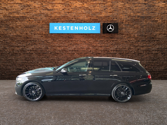 [all]12 Monate Garantie / Gratisservice 10 Jahre oder 100'000 Km ab 1.Inv. / zzgl. Ablieferungspauschale CHF 540.-[/all]


[all]
50.8 cm (20) AMG-Leichtmetallr&auml;der im Vielspeicher,Sportstyle AMG Line Package,KEYLESS-GO Komfort Paket,Leder Nappa Schwarz,Korrektur
[/all]&nbsp; 2-Lamellen-K&uuml;hlergrill in SilberchromAbgasanlage mit 2 Endrohren in Silberchrom (nicht funktional)AdBlue-Beh&auml;lter mit 23,5 Liter Fassungsverm&ouml;genAirbag: Airbags, Thorax-Pelvis-Airbags in den Sitzen und Windowbags f&uuml;r Fahrer und BeifahrerAirbag: Kneebag f&uuml;r FahrerAirbag: Knie-Airbag f&uuml;r FahrerAntiblockiersystem (ABS)Armauflage der Mittelkonsole mit Ziern&auml;htenAssist: Aktiver BremssassistentAssist: Elektronisches Stabilit&auml;ts-Programm (ESP)Assist: Mercedes-Benz NotrufsystemAssist: PRE-SAFE SicherheitssystemAssist: R&uuml;ckfahrkameraAssist: VerkehrszeichenerkennungBlenden an der B-S&auml;ule und Fondfenstereinfassung in HochglanzschwarzBordkantenzierstab und Fenstereinfassung in Aluminium poliertBrillenfach in der DachbedieneinheitDachreling in poliertem AluminiumDekor: Innenhimmel Stoff nevagrauDekor: Mittelkonsole Klavierlackoptik schwarzDekor: Zierelemente SilberoptikDekor:Armaturenbrett-Oberteil mit weicher, genarbter Oberfl&auml;cheDekor:Bordkanten und T&uuml;rmittelfelder mit weicher Oberfl&auml;cheDekor:Standard-Fahrer- und -BeifahrersitzDieselpartikelfilterElektrische EASY-PACK Heckklappe mit elektromechanisch gesteuertem &Ouml;ffnen und SchliessenFahrwerk: DYNAMIC SELECT mit folgender Fahrprogramm-Auswahl: Comfort, Eco, Sport, Sport+,Fahrwerk:AGILITY CONTROL-Fahrwerk mit selektivemFrontstossf&auml;nger mit Zierleisten und Separatoren in Silberchrom, K&uuml;hllufteinl&auml;sse in HochglanzschwarGarantie: MERCEDES-SWISS-INTEGRAL PaketGetriebe: 9G-TRONIC AutomatikHeckstossf&auml;nger mit Zierleisten in SilberchromKEYLESS GO Start FunktionKlima: Klimatisierungsautomatik THERMATICKraftstofftank 66 LiterLackierung: Uni-Lackierung PolarweissLicht: Adaptiver Fernlicht-AssistentLicht:LED High Performance-ScheinwerferMarkante Powerdomes auf der MotorhaubeMedia: 10-Zoll-Media-DisplayMedia: Digitaler Radioempfang (DAB/DAB+)Media: Erweiterte Features MBUXMedia: Kabelloses Ladesystem f&uuml;r mobile Ger&auml;teMedia: Kommunikationsmodul (LTE) zur Nutzung von Mercedes me connect DienstenMedia: Konnektivit&auml;ts-Paket NavigationMedia: MBUX Multimediasystem, volldigitales Cockpit mit zwei 10,25-Zoll-FarbdisplaysMedia: Touchpad in der MittelkonsoleMedia:Zwei USB-Anschl&uuml;sse im FondMercedes Stern im K&uuml;hlergrillMercedes-Benz Lorbeerkranz-Plakette auf der MotorhaubePaket: Ablage-PaketPaket: Advantage-PaketPaket: Sitzkomfort-Paket mit elektrischen und manuellen Einstellm&ouml;glichkeiten f&uuml;r eine ergonomischePolsterung: Poslterung Stoff MarseilleReifendruckkontrolleRemote Services Plus mit Fahrzeugkonfiguration und -&uuml;berwachung &uuml;ber die Mercedes me connectR&auml;der: Leichtmetallr&auml;der im 5-Doppelspeichen-Design 17JSeitenschwellerverkleidung in Wagen-Servolenkung geschwindigkeitsabh&auml;ngigSitze: Fondsitzlehnenklappung [40/20/40]Sitze: R&uuml;cksitzlehne geteilt abklappbarSitze: i-Size KindersitzbefestigungTIREFIT mit Reifenf&uuml;llkompressorVeloursfussmattenVorr&uuml;stung f&uuml;r Carsharing-Dienste