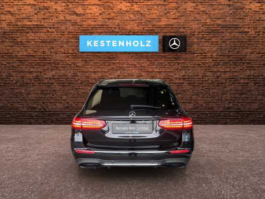 [all]12 Monate Garantie / Gratisservice 10 Jahre oder 100'000 Km ab 1.Inv. / zzgl. Ablieferungspauschale CHF 540.-[/all]


[all]
50.8 cm (20) AMG-Leichtmetallr&auml;der im Vielspeicher,Sportstyle AMG Line Package,KEYLESS-GO Komfort Paket,Leder Nappa Schwarz,Korrektur
[/all]&nbsp; 2-Lamellen-K&uuml;hlergrill in SilberchromAbgasanlage mit 2 Endrohren in Silberchrom (nicht funktional)AdBlue-Beh&auml;lter mit 23,5 Liter Fassungsverm&ouml;genAirbag: Airbags, Thorax-Pelvis-Airbags in den Sitzen und Windowbags f&uuml;r Fahrer und BeifahrerAirbag: Kneebag f&uuml;r FahrerAirbag: Knie-Airbag f&uuml;r FahrerAntiblockiersystem (ABS)Armauflage der Mittelkonsole mit Ziern&auml;htenAssist: Aktiver BremssassistentAssist: Elektronisches Stabilit&auml;ts-Programm (ESP)Assist: Mercedes-Benz NotrufsystemAssist: PRE-SAFE SicherheitssystemAssist: R&uuml;ckfahrkameraAssist: VerkehrszeichenerkennungBlenden an der B-S&auml;ule und Fondfenstereinfassung in HochglanzschwarzBordkantenzierstab und Fenstereinfassung in Aluminium poliertBrillenfach in der DachbedieneinheitDachreling in poliertem AluminiumDekor: Innenhimmel Stoff nevagrauDekor: Mittelkonsole Klavierlackoptik schwarzDekor: Zierelemente SilberoptikDekor:Armaturenbrett-Oberteil mit weicher, genarbter Oberfl&auml;cheDekor:Bordkanten und T&uuml;rmittelfelder mit weicher Oberfl&auml;cheDekor:Standard-Fahrer- und -BeifahrersitzDieselpartikelfilterElektrische EASY-PACK Heckklappe mit elektromechanisch gesteuertem &Ouml;ffnen und SchliessenFahrwerk: DYNAMIC SELECT mit folgender Fahrprogramm-Auswahl: Comfort, Eco, Sport, Sport+,Fahrwerk:AGILITY CONTROL-Fahrwerk mit selektivemFrontstossf&auml;nger mit Zierleisten und Separatoren in Silberchrom, K&uuml;hllufteinl&auml;sse in HochglanzschwarGarantie: MERCEDES-SWISS-INTEGRAL PaketGetriebe: 9G-TRONIC AutomatikHeckstossf&auml;nger mit Zierleisten in SilberchromKEYLESS GO Start FunktionKlima: Klimatisierungsautomatik THERMATICKraftstofftank 66 LiterLackierung: Uni-Lackierung PolarweissLicht: Adaptiver Fernlicht-AssistentLicht:LED High Performance-ScheinwerferMarkante Powerdomes auf der MotorhaubeMedia: 10-Zoll-Media-DisplayMedia: Digitaler Radioempfang (DAB/DAB+)Media: Erweiterte Features MBUXMedia: Kabelloses Ladesystem f&uuml;r mobile Ger&auml;teMedia: Kommunikationsmodul (LTE) zur Nutzung von Mercedes me connect DienstenMedia: Konnektivit&auml;ts-Paket NavigationMedia: MBUX Multimediasystem, volldigitales Cockpit mit zwei 10,25-Zoll-FarbdisplaysMedia: Touchpad in der MittelkonsoleMedia:Zwei USB-Anschl&uuml;sse im FondMercedes Stern im K&uuml;hlergrillMercedes-Benz Lorbeerkranz-Plakette auf der MotorhaubePaket: Ablage-PaketPaket: Advantage-PaketPaket: Sitzkomfort-Paket mit elektrischen und manuellen Einstellm&ouml;glichkeiten f&uuml;r eine ergonomischePolsterung: Poslterung Stoff MarseilleReifendruckkontrolleRemote Services Plus mit Fahrzeugkonfiguration und -&uuml;berwachung &uuml;ber die Mercedes me connectR&auml;der: Leichtmetallr&auml;der im 5-Doppelspeichen-Design 17JSeitenschwellerverkleidung in Wagen-Servolenkung geschwindigkeitsabh&auml;ngigSitze: Fondsitzlehnenklappung [40/20/40]Sitze: R&uuml;cksitzlehne geteilt abklappbarSitze: i-Size KindersitzbefestigungTIREFIT mit Reifenf&uuml;llkompressorVeloursfussmattenVorr&uuml;stung f&uuml;r Carsharing-Dienste