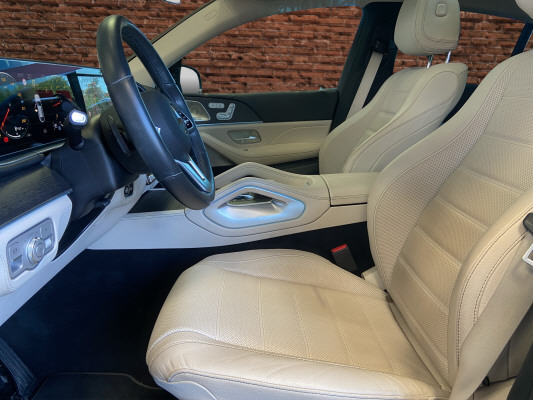 [all]12 Monate Garantie / Gratisservice 10 Jahre oder 100'000 Km ab 1.Inv. / zzgl. Ablieferungspauschale CHF 540.-[/all]


[all]
SPIEGEL PAKET,KEYLESS-GO-PAKET,DIEBSTAHLSCHUTZ-PAKET PLUS,LEDER - BEIGE
[/all]&nbsp; AMG Frontsch&uuml;rze mit Zierleiste in Chrom und sportl.-markant.Luftausl&auml;ssen in den RadlaufverkleidungAMG Hecksch&uuml;rze mit Einsatz in Diffusoroptik schwarz und Zierleiste in ChromAMG Line ExterieurAMG Seitenschwellerverkleidungen und Kotfl&uuml;gelverbreiterungen vorne und hinten in WagenfarbeAMG StylingAbgasanlage mit 2 verchromten EndrohrblendenAbgedunkelte Seiten- und HeckscheibeAblagen in den T&uuml;renAdBlue-Beh&auml;lter mit 31,6 LiterAirbag: Airbag Fahrer und BeifahrerAirbag: Automatische Beifahrerairbag-AbschaltungAirbag: KneebagAirbag: Seitenairbag f&uuml;r Fahrer und BeifahrerAirbag: Window-KopfairbagsAllradantrieb permanentAmbientebeleuchtungAntiblockiersystem (ABS)Assist: 360-KameraAssist: ATTENTION ASSIST (Aufmerksamkeitsassistent)Assist: Aktiver BremssassistentAssist: Aktiver Spurhalte-AssistentAssist: Bergabfahrhilfe (DSR)Assist: Elektronisches Traktions-System f&uuml;r Allrad (4ETS)Assist: Hill-HolderAssist: Mercedes-Benz NotrufsystemAssist: PRE-SAFE SystemAssist: Scheibenwischerbl&auml;tter mit RegensensorAssist: TempomatAssist: Totwinkel-AssistentAssist: VerkehrszeichenerkennungAussenspiegel rechts und links beheizbar und elektrisch verstellbarBordcomputerBremsanlage mit LogoBremsanlage mit gr&ouml;sseren BremsscheibenBremsbelagverschleissBremsscheiben vorne gelochtChrom-Paket Exterieur: Bordkanten-Zierstab und Fensterlinien-ZierstabCupholder vorne und hintenDYNAMIC SELECT mit folgenden zus&auml;tzlichen Fahrprogrammen,DYNAMIC SELECT mit folgender Fahrprogrammauswahl:Dekor: Bordkantenzierstab in ChromDekor: Chrom-Paket InterieurDekor: Innenhimmel Stoff schwarzDekor: Instrumententafel-Oberteil in Ledernachbildung ARTICODekor: Zierelemente Aluminium mit L&auml;ngsschliff hellDiamantgrillDrittes Bremslicht LEDEASY-PACK LaderaumabdeckungEASY-PACK-Heckklappe mit elektrischer Bet&auml;tigung zum &Ouml;ffnen und Schliessen.Einstiegsleisten mit "Mercedes-Benz" SchriftzugElektronisches Stabilit&auml;ts-Programm (ESP) mit Antriebsschlupfregel ASRFahrwerk: 4MATIC mit Zuschaltung der zweiten Achse nach BedarfFahrwerk: Fahrwerk mit StahlfederungFenstereinfassung in ChromGarantie: MERCEDES-BENZ MOBILIT&Auml;TGarantie: MERCEDES-SWISS-INTEGRAL PaketGetriebe: 9G-TRONIC AutomatikHandschuhfach verschliessbarHeckscheiben-Wisch-/WaschanlageHeckscheibenheizungInnenleuchten LEDKEYLESS GO Start FunktionKleiderhaken an den B-S&auml;ulen und der HeckklappeKlima: Klimatisierungsautomatik THERMOTRONICKotfl&uuml;gelverbreiterung in WagenfarbeLackierung: Uni-Lackierung SchwarzLenkrad: Lenks&auml;ule manuelle H&ouml;hen- und AbstandsverstellungLenkrad: Multifunktions-Sportlenkrad in Leder Nappa mit Bedienelementen in Chrom, unten abgeflacht,Licht: Adaptive MULTIBEAM LED Scheinwerfer und LED HeckleuchtenLicht: Adaptiver Fernlicht-Assistent PlusLicht: NebelschlussleuchteMedia: 2 USB Anschl&uuml;sse (Typ C) in der Mittelkonsole vornMedia: Digitales Radio (DAB)Media: Drei Jahre Aktualisierungsservice f&uuml;r die NavigationsdatenMedia: Erweiterte Funktionalit&auml;t:Media: Erweiterte MBUX Funktionen und FestplattennavigationMedia: Kommunikationsmodul (LTE) zur Nutzung von Mercedes me connect DienstenMedia: MBUX Multimediasystem LINGUATRONIC mit Spracherkennung &uuml;ber "Hey Mercedes"Media: NavigationsdiensteMedia: Smartphone IntegrationMedia: Zus&auml;tzliche USB-SchnittstelleMercedes Stern im K&uuml;hlergrillMercedes-Benz Lorbeerkranz-Plakette auf der MotorhaubeMittelkonsole mit AblagefachOptischer UnterfahrschutzPaket: Park-Paket mit 360&deg; -KameraPaket: Spiegel-PaketPartikelfilter und OxydationskatalysatorPollenfilter (Staubfilter)Polster: Polster LederRadlaufverkleidungen in WagenfarbeReifendruck-KontrollanzeigeRemote Services PremiumR&auml;der: AMG Leichtmetallr&auml;der 50,8 cm (20") im 5-Doppelspeichen-Design,tremolitgrau/glanzgedrehtR&auml;der: Reifenreparatur-Set (Tire Fit)Scheibenwaschd&uuml;sen beheiztServolenkungSitze: 3 Kopfst&uuml;tzen hintenSitze: 3-Punkt-Sicherheitsgurte auf allen Pl&auml;tzenSitze: Armlehne vorn und hinten klappbarSitze: Gep&auml;cknetze an beiden VordersitzenSitze: Lordosenverstellung (4-Wege) f&uuml;r Fahrer und BeifahrerSitze: R&uuml;cksitzlehne geteilt abklappbarSitze: Sportsitze f&uuml;r Fahrer und Beifahrer mit speziellem SitzdesignSitze: Vordersitze elektrisch verstellbarSitze: Vordersitze heizbarSitze: i-Size KindersitzbefestigungSportpedalanlageSteckdoseSteckdose im KofferraumTouchpad in der MittelkonsoleTreibstofftank 85LTrennnetz f&uuml;r Gep&auml;ckraumabtrennung und InsassenschutzVeloursfussmattenVorr&uuml;stung f&uuml;r Carsharing-DiensteWarnwesten f&uuml;r Fahrer und Passagiere f&uuml;r jeden SitzplatzWegfahrsperre elektronischWidescreen CockpitZentralverriegelung mit Fernbedienung Anh&auml;ngevorrichtung mit ESP Anh&auml;ngerstabilisierungLackierung: Metallic-LackierungPaket: Premium PlusAirbag: Seitenairbags hintenCupholder temperiert f&uuml;r Fahrer und BeifahrerDekor: Armaturenbrett und Bordkanten der T&uuml;ren in Ledernachbildung ARTICOFahrwerk: AIRMATIC-PaketMAGIC VISION CONTROL -beheizbare Wischerbl&auml;tterMBUX Interieur-AssistentMedia: Burmester Surround SoundsystemMedia: Head-Up DisplayPaket: Fahrassistenz-PaketPaket: KEYLESS-GO Komfort-PaketPaket: Memory-PaketPanorama-SchiebedachR&auml;der: AMG Leichtmetallr&auml;der 55,9 cm (22") im 5-Doppelspeichen-Design,tremolitgrau/glanzgedrehtSitze: Vordersitze klimatisiertTrittbretter beleuchtet in Aluminiumoptik mit Gumminoppen