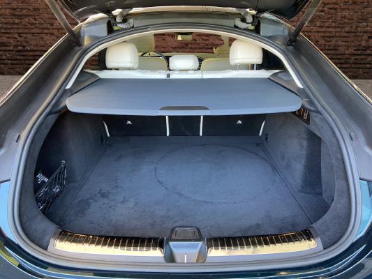 [all]12 Monate Garantie / Gratisservice 10 Jahre oder 100'000 Km ab 1.Inv. / zzgl. Ablieferungspauschale CHF 540.-[/all]


[all]
SPIEGEL PAKET,KEYLESS-GO-PAKET,DIEBSTAHLSCHUTZ-PAKET PLUS,LEDER - BEIGE
[/all]&nbsp; AMG Frontsch&uuml;rze mit Zierleiste in Chrom und sportl.-markant.Luftausl&auml;ssen in den RadlaufverkleidungAMG Hecksch&uuml;rze mit Einsatz in Diffusoroptik schwarz und Zierleiste in ChromAMG Line ExterieurAMG Seitenschwellerverkleidungen und Kotfl&uuml;gelverbreiterungen vorne und hinten in WagenfarbeAMG StylingAbgasanlage mit 2 verchromten EndrohrblendenAbgedunkelte Seiten- und HeckscheibeAblagen in den T&uuml;renAdBlue-Beh&auml;lter mit 31,6 LiterAirbag: Airbag Fahrer und BeifahrerAirbag: Automatische Beifahrerairbag-AbschaltungAirbag: KneebagAirbag: Seitenairbag f&uuml;r Fahrer und BeifahrerAirbag: Window-KopfairbagsAllradantrieb permanentAmbientebeleuchtungAntiblockiersystem (ABS)Assist: 360-KameraAssist: ATTENTION ASSIST (Aufmerksamkeitsassistent)Assist: Aktiver BremssassistentAssist: Aktiver Spurhalte-AssistentAssist: Bergabfahrhilfe (DSR)Assist: Elektronisches Traktions-System f&uuml;r Allrad (4ETS)Assist: Hill-HolderAssist: Mercedes-Benz NotrufsystemAssist: PRE-SAFE SystemAssist: Scheibenwischerbl&auml;tter mit RegensensorAssist: TempomatAssist: Totwinkel-AssistentAssist: VerkehrszeichenerkennungAussenspiegel rechts und links beheizbar und elektrisch verstellbarBordcomputerBremsanlage mit LogoBremsanlage mit gr&ouml;sseren BremsscheibenBremsbelagverschleissBremsscheiben vorne gelochtChrom-Paket Exterieur: Bordkanten-Zierstab und Fensterlinien-ZierstabCupholder vorne und hintenDYNAMIC SELECT mit folgenden zus&auml;tzlichen Fahrprogrammen,DYNAMIC SELECT mit folgender Fahrprogrammauswahl:Dekor: Bordkantenzierstab in ChromDekor: Chrom-Paket InterieurDekor: Innenhimmel Stoff schwarzDekor: Instrumententafel-Oberteil in Ledernachbildung ARTICODekor: Zierelemente Aluminium mit L&auml;ngsschliff hellDiamantgrillDrittes Bremslicht LEDEASY-PACK LaderaumabdeckungEASY-PACK-Heckklappe mit elektrischer Bet&auml;tigung zum &Ouml;ffnen und Schliessen.Einstiegsleisten mit "Mercedes-Benz" SchriftzugElektronisches Stabilit&auml;ts-Programm (ESP) mit Antriebsschlupfregel ASRFahrwerk: 4MATIC mit Zuschaltung der zweiten Achse nach BedarfFahrwerk: Fahrwerk mit StahlfederungFenstereinfassung in ChromGarantie: MERCEDES-BENZ MOBILIT&Auml;TGarantie: MERCEDES-SWISS-INTEGRAL PaketGetriebe: 9G-TRONIC AutomatikHandschuhfach verschliessbarHeckscheiben-Wisch-/WaschanlageHeckscheibenheizungInnenleuchten LEDKEYLESS GO Start FunktionKleiderhaken an den B-S&auml;ulen und der HeckklappeKlima: Klimatisierungsautomatik THERMOTRONICKotfl&uuml;gelverbreiterung in WagenfarbeLackierung: Uni-Lackierung SchwarzLenkrad: Lenks&auml;ule manuelle H&ouml;hen- und AbstandsverstellungLenkrad: Multifunktions-Sportlenkrad in Leder Nappa mit Bedienelementen in Chrom, unten abgeflacht,Licht: Adaptive MULTIBEAM LED Scheinwerfer und LED HeckleuchtenLicht: Adaptiver Fernlicht-Assistent PlusLicht: NebelschlussleuchteMedia: 2 USB Anschl&uuml;sse (Typ C) in der Mittelkonsole vornMedia: Digitales Radio (DAB)Media: Drei Jahre Aktualisierungsservice f&uuml;r die NavigationsdatenMedia: Erweiterte Funktionalit&auml;t:Media: Erweiterte MBUX Funktionen und FestplattennavigationMedia: Kommunikationsmodul (LTE) zur Nutzung von Mercedes me connect DienstenMedia: MBUX Multimediasystem LINGUATRONIC mit Spracherkennung &uuml;ber "Hey Mercedes"Media: NavigationsdiensteMedia: Smartphone IntegrationMedia: Zus&auml;tzliche USB-SchnittstelleMercedes Stern im K&uuml;hlergrillMercedes-Benz Lorbeerkranz-Plakette auf der MotorhaubeMittelkonsole mit AblagefachOptischer UnterfahrschutzPaket: Park-Paket mit 360&deg; -KameraPaket: Spiegel-PaketPartikelfilter und OxydationskatalysatorPollenfilter (Staubfilter)Polster: Polster LederRadlaufverkleidungen in WagenfarbeReifendruck-KontrollanzeigeRemote Services PremiumR&auml;der: AMG Leichtmetallr&auml;der 50,8 cm (20") im 5-Doppelspeichen-Design,tremolitgrau/glanzgedrehtR&auml;der: Reifenreparatur-Set (Tire Fit)Scheibenwaschd&uuml;sen beheiztServolenkungSitze: 3 Kopfst&uuml;tzen hintenSitze: 3-Punkt-Sicherheitsgurte auf allen Pl&auml;tzenSitze: Armlehne vorn und hinten klappbarSitze: Gep&auml;cknetze an beiden VordersitzenSitze: Lordosenverstellung (4-Wege) f&uuml;r Fahrer und BeifahrerSitze: R&uuml;cksitzlehne geteilt abklappbarSitze: Sportsitze f&uuml;r Fahrer und Beifahrer mit speziellem SitzdesignSitze: Vordersitze elektrisch verstellbarSitze: Vordersitze heizbarSitze: i-Size KindersitzbefestigungSportpedalanlageSteckdoseSteckdose im KofferraumTouchpad in der MittelkonsoleTreibstofftank 85LTrennnetz f&uuml;r Gep&auml;ckraumabtrennung und InsassenschutzVeloursfussmattenVorr&uuml;stung f&uuml;r Carsharing-DiensteWarnwesten f&uuml;r Fahrer und Passagiere f&uuml;r jeden SitzplatzWegfahrsperre elektronischWidescreen CockpitZentralverriegelung mit Fernbedienung Anh&auml;ngevorrichtung mit ESP Anh&auml;ngerstabilisierungLackierung: Metallic-LackierungPaket: Premium PlusAirbag: Seitenairbags hintenCupholder temperiert f&uuml;r Fahrer und BeifahrerDekor: Armaturenbrett und Bordkanten der T&uuml;ren in Ledernachbildung ARTICOFahrwerk: AIRMATIC-PaketMAGIC VISION CONTROL -beheizbare Wischerbl&auml;tterMBUX Interieur-AssistentMedia: Burmester Surround SoundsystemMedia: Head-Up DisplayPaket: Fahrassistenz-PaketPaket: KEYLESS-GO Komfort-PaketPaket: Memory-PaketPanorama-SchiebedachR&auml;der: AMG Leichtmetallr&auml;der 55,9 cm (22") im 5-Doppelspeichen-Design,tremolitgrau/glanzgedrehtSitze: Vordersitze klimatisiertTrittbretter beleuchtet in Aluminiumoptik mit Gumminoppen