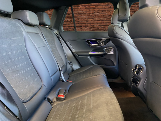 [all]12 Monate Garantie / Gratisservice 10 Jahre oder 100'000 Km ab 1.Inv. / zzgl. Ablieferungspauschale CHF 540.-[/all]


[all]

[/all]&nbsp; Airbag: Airbag Fahrer und BeifahrerAntiblockiersystem (ABS)Dekor: Innenhimmel Stoff kristallgrauDekor: Mittelkonsole in HochglanzschwarzDieselpartikelfilterGarantie: MERCEDES-BENZ MOBILIT&Auml;TGarantie: MERCEDES-SWISS-INTEGRALK&uuml;hlergrill mit integriertem Mercedes Stern inkl. Chromlamelle und K&uuml;hlerrahmenLackierung: Uni-LackierungServolenkung Anh&auml;ngevorrichtung mit ESP Anh&auml;ngerstabilisierungBremsanlage mit gr&ouml;sseren Bremsscheiben an der VorderachseDekor: Mittelkonsole MetallstrukturDekor: Zierelemente MetallstrukturEntfall Typenbezeichnung auf HeckdeckelLackierung: Metallic-LackierungMedia: Burmester Surround SoundsystemMedia: MBUX Augmented Reality f&uuml;r NavigationMedia: SoundpersonalisierungPaket: AMG Line Premium PlusAkustikglasKEYLESS-GOKlima: Klimatisierungsautomatik THERMOTRONICPanorama-SchiebedachSitze: Fahrersitz elektrisch einstellbar mit Memory-FunktionPaket: Fahrassistenz-Paket PlusAssist: Aktive Abstands-Assistent DISTRONICAssist: PRE-SAFE Impuls SeiteAssist: PRE-SAFE SicherheitssystemDekor: Chrom-Paket InterieurPaket: Night-PaketAMG Frontsch&uuml;rzeAussenspiegel in HochglanzschwarzBordkantenzierstab schwarzPaket: Offroad-Technik-PaketFahrwerk: KomfortfahrwerkUnterfahrschutzPaket: Technik-PaketFahrwerk: AIRMATICFahrwerk: HinterachssteuerungPaket: WinterpaketLenkrad: LenkradheizungScheibenwaschanlage beheizbarSitze: Sitzheizung f&uuml;r Fahrer und BeifahrerPolster: ARTICO schwarzR&auml;der: AMG Leichtmetallr&auml;der 50,8 cm (20") im Multispeichen-DesignR&auml;der: SommerreifenSitze: Sitzheizung im FondStandheizungTrittbretter in Aluminiumoptik mit Gumminoppen