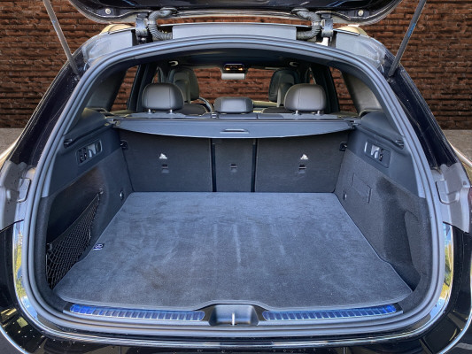 [all]12 Monate Garantie / Gratisservice 10 Jahre oder 100'000 Km ab 1.Inv. / zzgl. Ablieferungspauschale CHF 540.-[/all]


[all]

[/all]&nbsp; Airbag: Airbag Fahrer und BeifahrerAntiblockiersystem (ABS)Dekor: Innenhimmel Stoff kristallgrauDekor: Mittelkonsole in HochglanzschwarzDieselpartikelfilterGarantie: MERCEDES-BENZ MOBILIT&Auml;TGarantie: MERCEDES-SWISS-INTEGRALK&uuml;hlergrill mit integriertem Mercedes Stern inkl. Chromlamelle und K&uuml;hlerrahmenLackierung: Uni-LackierungServolenkung Anh&auml;ngevorrichtung mit ESP Anh&auml;ngerstabilisierungBremsanlage mit gr&ouml;sseren Bremsscheiben an der VorderachseDekor: Mittelkonsole MetallstrukturDekor: Zierelemente MetallstrukturEntfall Typenbezeichnung auf HeckdeckelLackierung: Metallic-LackierungMedia: Burmester Surround SoundsystemMedia: MBUX Augmented Reality f&uuml;r NavigationMedia: SoundpersonalisierungPaket: AMG Line Premium PlusAkustikglasKEYLESS-GOKlima: Klimatisierungsautomatik THERMOTRONICPanorama-SchiebedachSitze: Fahrersitz elektrisch einstellbar mit Memory-FunktionPaket: Fahrassistenz-Paket PlusAssist: Aktive Abstands-Assistent DISTRONICAssist: PRE-SAFE Impuls SeiteAssist: PRE-SAFE SicherheitssystemDekor: Chrom-Paket InterieurPaket: Night-PaketAMG Frontsch&uuml;rzeAussenspiegel in HochglanzschwarzBordkantenzierstab schwarzPaket: Offroad-Technik-PaketFahrwerk: KomfortfahrwerkUnterfahrschutzPaket: Technik-PaketFahrwerk: AIRMATICFahrwerk: HinterachssteuerungPaket: WinterpaketLenkrad: LenkradheizungScheibenwaschanlage beheizbarSitze: Sitzheizung f&uuml;r Fahrer und BeifahrerPolster: ARTICO schwarzR&auml;der: AMG Leichtmetallr&auml;der 50,8 cm (20") im Multispeichen-DesignR&auml;der: SommerreifenSitze: Sitzheizung im FondStandheizungTrittbretter in Aluminiumoptik mit Gumminoppen
