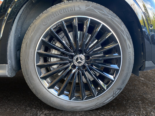 [all]12 Monate Garantie / Gratisservice 10 Jahre oder 100'000 Km ab 1.Inv. / zzgl. Ablieferungspauschale CHF 540.-[/all]


[all]

[/all]&nbsp; Airbag: Airbag Fahrer und BeifahrerAntiblockiersystem (ABS)Dekor: Innenhimmel Stoff kristallgrauDekor: Mittelkonsole in HochglanzschwarzDieselpartikelfilterGarantie: MERCEDES-BENZ MOBILIT&Auml;TGarantie: MERCEDES-SWISS-INTEGRALK&uuml;hlergrill mit integriertem Mercedes Stern inkl. Chromlamelle und K&uuml;hlerrahmenLackierung: Uni-LackierungServolenkung Anh&auml;ngevorrichtung mit ESP Anh&auml;ngerstabilisierungBremsanlage mit gr&ouml;sseren Bremsscheiben an der VorderachseDekor: Mittelkonsole MetallstrukturDekor: Zierelemente MetallstrukturEntfall Typenbezeichnung auf HeckdeckelLackierung: Metallic-LackierungMedia: Burmester Surround SoundsystemMedia: MBUX Augmented Reality f&uuml;r NavigationMedia: SoundpersonalisierungPaket: AMG Line Premium PlusAkustikglasKEYLESS-GOKlima: Klimatisierungsautomatik THERMOTRONICPanorama-SchiebedachSitze: Fahrersitz elektrisch einstellbar mit Memory-FunktionPaket: Fahrassistenz-Paket PlusAssist: Aktive Abstands-Assistent DISTRONICAssist: PRE-SAFE Impuls SeiteAssist: PRE-SAFE SicherheitssystemDekor: Chrom-Paket InterieurPaket: Night-PaketAMG Frontsch&uuml;rzeAussenspiegel in HochglanzschwarzBordkantenzierstab schwarzPaket: Offroad-Technik-PaketFahrwerk: KomfortfahrwerkUnterfahrschutzPaket: Technik-PaketFahrwerk: AIRMATICFahrwerk: HinterachssteuerungPaket: WinterpaketLenkrad: LenkradheizungScheibenwaschanlage beheizbarSitze: Sitzheizung f&uuml;r Fahrer und BeifahrerPolster: ARTICO schwarzR&auml;der: AMG Leichtmetallr&auml;der 50,8 cm (20") im Multispeichen-DesignR&auml;der: SommerreifenSitze: Sitzheizung im FondStandheizungTrittbretter in Aluminiumoptik mit Gumminoppen