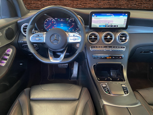 [all]12 Monate Garantie / Gratisservice 10 Jahre oder 100'000 Km ab 1.Inv. / zzgl. Ablieferungspauschale CHF 540.-[/all]


[all]

[/all]&nbsp; AMG Front- und Hecksch&uuml;rzeAMG VeloursfussmattenAirbag: Airbag Fahrer und BeifahrerAirbag: Knie-Airbag f&uuml;r FahrerAirbag: Seiten- und Beckenairbag (Pelvisbag)Airbag: Window-Kopfairbags f&uuml;r Fahrer, BeifahrerAntiblockiersystem (ABS)Armlehne f&uuml;r Fahrer- und BeifahrersitzAssist: COLLISION PREVENTION ASSISTAssist: Feststellbremse mit HOLD-Funktion und BerganfahrhilfeAssist: Tempomat mit GeschwindigkeitsbegrenzerAussenspiegel links elektrischAussentemperaturanzeigeDYNAMIC SELECTDachreling in ChromDiamantgrill mit verchromten Pins und LamelleElektrische Fensterheber vorne + hintenElektronisches Stabilit&auml;ts-Programm (ESP)Erste-Hilfe-Kasten und WarndreieckFenstereinfassung in poliertem AluminiumGarantie: MERCEDES-SWISS-INTEGRAL plus -HandschuhfachInnenraumbeleuchtungKEYLESS GO Start FunktionKlima: Klimatisierungsautomatik THERMATICLackierung: Uni-Lackierung PolarweissLaderaumabdeckungLenkrad: Multifunktions-Sportlenkrad in Leder NappaLicht: LED High Performance-ScheinwerferLicht:Adaptives BremslichtMedia: Digitales Radio (DAB)Polster: Ledernachbildung ARTICO/Mikrofaser DINAMICAR&auml;der: AMG Leichtmetallr&auml;der 19" im 5-Speichen-DesignServolenkung geschwindigkeitsabh&auml;ngigSitze:Vordersitze mit elektrischer H&ouml;hen-,Zentralverriegelung mit Fernbedienung und automatischer T&uuml;rverriegelung Anh&auml;ngevorrichtung und ESP mit AntriebsschlupfregelungAssist: Aktive Abstands-Assistent DISTRONICAssist: Anh&auml;ngerrangier-AssistentBremsanlage mit gr&ouml;sseren Bremsscheiben an der VorderachseDachhimmel schwarzDekor: Instrumententafel und Bordkanten der T&uuml;ren in Ledernachbildung ARTICOFahrwerk: AIR BODY CONTROL LuftfederungGer&auml;uschd&auml;mmendes get&ouml;ntes AkustikglasKEYLESS-GOLackierung: Metallic-LackierungMedia: Head-Up DisplayPaket: Park-Paket mit 360 -KameraAssist: 360-KameraAssist: Aktiver Parkassistent inkl. PARKTRONICPaket: Premium-Plus-PaketAssist: VerkehrszeichenerkennungLicht: Ambientebeleuchtung Multi-ColourLicht: MULTIBEAM LED ScheinwerferPanorama Schiebe-/Hebedach elektrischPaket: Spiegel-PaketEinstiegs- und Ausstiegsbeleuchtung in den AussenspiegelnInnen- und Aussenspiegel automatisch abblendbar,Aussenspiegel links und rechts elektrisch anklappbarPaket: Sport-Paket BlackAussenspiegel in HochglanzschwarzR&auml;der: AMG Leichtmetallr&auml;der im 5-Doppelspeichen-Design 19JUnterfahrschutz in Schwarz gl&auml;nzendW&auml;rmed&auml;mmendes Glas, ab B-S&auml;ule dunkel get&ouml;ntPolster: Polster LederR&auml;der: AMG Leichtmetallr&auml;der im Vielspeichen-Design 20J mit Sport-Paket BlackScheibenwaschanlage beheizbarSitze: Beifahrersitz elektrisch verstellbar mit Memory-FunktionSitze: Fahrersitz elektrisch einstellbar mit Memory-FunktionSitze:Sitzklimatisierung f&uuml;r Vordersitze in Verb. mit ENERGIZING PaketTrennnetz f&uuml;r Gep&auml;ckraumabtrennung und InsassenschutzWegfall Typkennzeichen auf Gep&auml;ckraumklappe