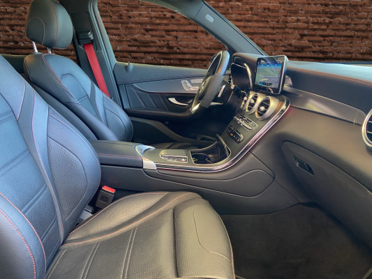 [all]12 Monate Garantie / Gratisservice 10 Jahre oder 100'000 Km ab 1.Inv. / zzgl. Ablieferungspauschale CHF 540.-[/all]


[all]

[/all]&nbsp; AMG Front- und Hecksch&uuml;rzeAMG VeloursfussmattenAirbag: Airbag Fahrer und BeifahrerAirbag: Knie-Airbag f&uuml;r FahrerAirbag: Seiten- und Beckenairbag (Pelvisbag)Airbag: Window-Kopfairbags f&uuml;r Fahrer, BeifahrerAntiblockiersystem (ABS)Armlehne f&uuml;r Fahrer- und BeifahrersitzAssist: COLLISION PREVENTION ASSISTAssist: Feststellbremse mit HOLD-Funktion und BerganfahrhilfeAssist: Tempomat mit GeschwindigkeitsbegrenzerAussenspiegel links elektrischAussentemperaturanzeigeDYNAMIC SELECTDachreling in ChromDiamantgrill mit verchromten Pins und LamelleElektrische Fensterheber vorne + hintenElektronisches Stabilit&auml;ts-Programm (ESP)Erste-Hilfe-Kasten und WarndreieckFenstereinfassung in poliertem AluminiumGarantie: MERCEDES-SWISS-INTEGRAL plus -HandschuhfachInnenraumbeleuchtungKEYLESS GO Start FunktionKlima: Klimatisierungsautomatik THERMATICLackierung: Uni-Lackierung PolarweissLaderaumabdeckungLenkrad: Multifunktions-Sportlenkrad in Leder NappaLicht: LED High Performance-ScheinwerferLicht:Adaptives BremslichtMedia: Digitales Radio (DAB)Polster: Ledernachbildung ARTICO/Mikrofaser DINAMICAR&auml;der: AMG Leichtmetallr&auml;der 19" im 5-Speichen-DesignServolenkung geschwindigkeitsabh&auml;ngigSitze:Vordersitze mit elektrischer H&ouml;hen-,Zentralverriegelung mit Fernbedienung und automatischer T&uuml;rverriegelung Anh&auml;ngevorrichtung und ESP mit AntriebsschlupfregelungAssist: Aktive Abstands-Assistent DISTRONICAssist: Anh&auml;ngerrangier-AssistentBremsanlage mit gr&ouml;sseren Bremsscheiben an der VorderachseDachhimmel schwarzDekor: Instrumententafel und Bordkanten der T&uuml;ren in Ledernachbildung ARTICOFahrwerk: AIR BODY CONTROL LuftfederungGer&auml;uschd&auml;mmendes get&ouml;ntes AkustikglasKEYLESS-GOLackierung: Metallic-LackierungMedia: Head-Up DisplayPaket: Park-Paket mit 360 -KameraAssist: 360-KameraAssist: Aktiver Parkassistent inkl. PARKTRONICPaket: Premium-Plus-PaketAssist: VerkehrszeichenerkennungLicht: Ambientebeleuchtung Multi-ColourLicht: MULTIBEAM LED ScheinwerferPanorama Schiebe-/Hebedach elektrischPaket: Spiegel-PaketEinstiegs- und Ausstiegsbeleuchtung in den AussenspiegelnInnen- und Aussenspiegel automatisch abblendbar,Aussenspiegel links und rechts elektrisch anklappbarPaket: Sport-Paket BlackAussenspiegel in HochglanzschwarzR&auml;der: AMG Leichtmetallr&auml;der im 5-Doppelspeichen-Design 19JUnterfahrschutz in Schwarz gl&auml;nzendW&auml;rmed&auml;mmendes Glas, ab B-S&auml;ule dunkel get&ouml;ntPolster: Polster LederR&auml;der: AMG Leichtmetallr&auml;der im Vielspeichen-Design 20J mit Sport-Paket BlackScheibenwaschanlage beheizbarSitze: Beifahrersitz elektrisch verstellbar mit Memory-FunktionSitze: Fahrersitz elektrisch einstellbar mit Memory-FunktionSitze:Sitzklimatisierung f&uuml;r Vordersitze in Verb. mit ENERGIZING PaketTrennnetz f&uuml;r Gep&auml;ckraumabtrennung und InsassenschutzWegfall Typkennzeichen auf Gep&auml;ckraumklappe