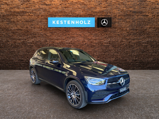 [all]12 Monate Garantie / Gratisservice 10 Jahre oder 100'000 Km ab 1.Inv. / zzgl. Ablieferungspauschale CHF 540.-[/all]


[all]

[/all]&nbsp; AMG Front- und Hecksch&uuml;rzeAMG VeloursfussmattenAirbag: Airbag Fahrer und BeifahrerAirbag: Knie-Airbag f&uuml;r FahrerAirbag: Seiten- und Beckenairbag (Pelvisbag)Airbag: Window-Kopfairbags f&uuml;r Fahrer, BeifahrerAntiblockiersystem (ABS)Armlehne f&uuml;r Fahrer- und BeifahrersitzAssist: COLLISION PREVENTION ASSISTAssist: Feststellbremse mit HOLD-Funktion und BerganfahrhilfeAssist: Tempomat mit GeschwindigkeitsbegrenzerAussenspiegel links elektrischAussentemperaturanzeigeDYNAMIC SELECTDachreling in ChromDiamantgrill mit verchromten Pins und LamelleElektrische Fensterheber vorne + hintenElektronisches Stabilit&auml;ts-Programm (ESP)Erste-Hilfe-Kasten und WarndreieckFenstereinfassung in poliertem AluminiumGarantie: MERCEDES-SWISS-INTEGRAL plus -HandschuhfachInnenraumbeleuchtungKEYLESS GO Start FunktionKlima: Klimatisierungsautomatik THERMATICLackierung: Uni-Lackierung PolarweissLaderaumabdeckungLenkrad: Multifunktions-Sportlenkrad in Leder NappaLicht: LED High Performance-ScheinwerferLicht:Adaptives BremslichtMedia: Digitales Radio (DAB)Polster: Ledernachbildung ARTICO/Mikrofaser DINAMICAR&auml;der: AMG Leichtmetallr&auml;der 19" im 5-Speichen-DesignServolenkung geschwindigkeitsabh&auml;ngigSitze:Vordersitze mit elektrischer H&ouml;hen-,Zentralverriegelung mit Fernbedienung und automatischer T&uuml;rverriegelung Anh&auml;ngevorrichtung und ESP mit AntriebsschlupfregelungAssist: Aktive Abstands-Assistent DISTRONICAssist: Anh&auml;ngerrangier-AssistentBremsanlage mit gr&ouml;sseren Bremsscheiben an der VorderachseDachhimmel schwarzDekor: Instrumententafel und Bordkanten der T&uuml;ren in Ledernachbildung ARTICOFahrwerk: AIR BODY CONTROL LuftfederungGer&auml;uschd&auml;mmendes get&ouml;ntes AkustikglasKEYLESS-GOLackierung: Metallic-LackierungMedia: Head-Up DisplayPaket: Park-Paket mit 360 -KameraAssist: 360-KameraAssist: Aktiver Parkassistent inkl. PARKTRONICPaket: Premium-Plus-PaketAssist: VerkehrszeichenerkennungLicht: Ambientebeleuchtung Multi-ColourLicht: MULTIBEAM LED ScheinwerferPanorama Schiebe-/Hebedach elektrischPaket: Spiegel-PaketEinstiegs- und Ausstiegsbeleuchtung in den AussenspiegelnInnen- und Aussenspiegel automatisch abblendbar,Aussenspiegel links und rechts elektrisch anklappbarPaket: Sport-Paket BlackAussenspiegel in HochglanzschwarzR&auml;der: AMG Leichtmetallr&auml;der im 5-Doppelspeichen-Design 19JUnterfahrschutz in Schwarz gl&auml;nzendW&auml;rmed&auml;mmendes Glas, ab B-S&auml;ule dunkel get&ouml;ntPolster: Polster LederR&auml;der: AMG Leichtmetallr&auml;der im Vielspeichen-Design 20J mit Sport-Paket BlackScheibenwaschanlage beheizbarSitze: Beifahrersitz elektrisch verstellbar mit Memory-FunktionSitze: Fahrersitz elektrisch einstellbar mit Memory-FunktionSitze:Sitzklimatisierung f&uuml;r Vordersitze in Verb. mit ENERGIZING PaketTrennnetz f&uuml;r Gep&auml;ckraumabtrennung und InsassenschutzWegfall Typkennzeichen auf Gep&auml;ckraumklappe