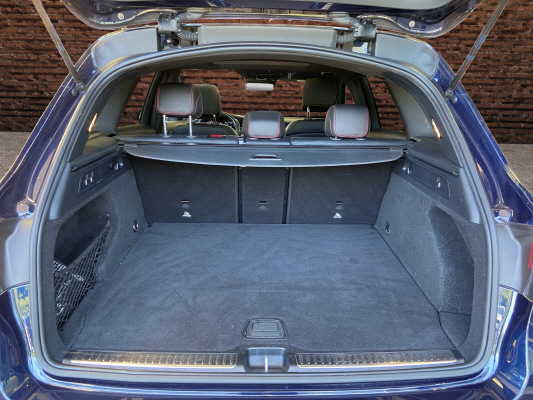 [all]12 Monate Garantie / Gratisservice 10 Jahre oder 100'000 Km ab 1.Inv. / zzgl. Ablieferungspauschale CHF 540.-[/all]


[all]

[/all]&nbsp; AMG Front- und Hecksch&uuml;rzeAMG VeloursfussmattenAirbag: Airbag Fahrer und BeifahrerAirbag: Knie-Airbag f&uuml;r FahrerAirbag: Seiten- und Beckenairbag (Pelvisbag)Airbag: Window-Kopfairbags f&uuml;r Fahrer, BeifahrerAntiblockiersystem (ABS)Armlehne f&uuml;r Fahrer- und BeifahrersitzAssist: COLLISION PREVENTION ASSISTAssist: Feststellbremse mit HOLD-Funktion und BerganfahrhilfeAssist: Tempomat mit GeschwindigkeitsbegrenzerAussenspiegel links elektrischAussentemperaturanzeigeDYNAMIC SELECTDachreling in ChromDiamantgrill mit verchromten Pins und LamelleElektrische Fensterheber vorne + hintenElektronisches Stabilit&auml;ts-Programm (ESP)Erste-Hilfe-Kasten und WarndreieckFenstereinfassung in poliertem AluminiumGarantie: MERCEDES-SWISS-INTEGRAL plus -HandschuhfachInnenraumbeleuchtungKEYLESS GO Start FunktionKlima: Klimatisierungsautomatik THERMATICLackierung: Uni-Lackierung PolarweissLaderaumabdeckungLenkrad: Multifunktions-Sportlenkrad in Leder NappaLicht: LED High Performance-ScheinwerferLicht:Adaptives BremslichtMedia: Digitales Radio (DAB)Polster: Ledernachbildung ARTICO/Mikrofaser DINAMICAR&auml;der: AMG Leichtmetallr&auml;der 19" im 5-Speichen-DesignServolenkung geschwindigkeitsabh&auml;ngigSitze:Vordersitze mit elektrischer H&ouml;hen-,Zentralverriegelung mit Fernbedienung und automatischer T&uuml;rverriegelung Anh&auml;ngevorrichtung und ESP mit AntriebsschlupfregelungAssist: Aktive Abstands-Assistent DISTRONICAssist: Anh&auml;ngerrangier-AssistentBremsanlage mit gr&ouml;sseren Bremsscheiben an der VorderachseDachhimmel schwarzDekor: Instrumententafel und Bordkanten der T&uuml;ren in Ledernachbildung ARTICOFahrwerk: AIR BODY CONTROL LuftfederungGer&auml;uschd&auml;mmendes get&ouml;ntes AkustikglasKEYLESS-GOLackierung: Metallic-LackierungMedia: Head-Up DisplayPaket: Park-Paket mit 360 -KameraAssist: 360-KameraAssist: Aktiver Parkassistent inkl. PARKTRONICPaket: Premium-Plus-PaketAssist: VerkehrszeichenerkennungLicht: Ambientebeleuchtung Multi-ColourLicht: MULTIBEAM LED ScheinwerferPanorama Schiebe-/Hebedach elektrischPaket: Spiegel-PaketEinstiegs- und Ausstiegsbeleuchtung in den AussenspiegelnInnen- und Aussenspiegel automatisch abblendbar,Aussenspiegel links und rechts elektrisch anklappbarPaket: Sport-Paket BlackAussenspiegel in HochglanzschwarzR&auml;der: AMG Leichtmetallr&auml;der im 5-Doppelspeichen-Design 19JUnterfahrschutz in Schwarz gl&auml;nzendW&auml;rmed&auml;mmendes Glas, ab B-S&auml;ule dunkel get&ouml;ntPolster: Polster LederR&auml;der: AMG Leichtmetallr&auml;der im Vielspeichen-Design 20J mit Sport-Paket BlackScheibenwaschanlage beheizbarSitze: Beifahrersitz elektrisch verstellbar mit Memory-FunktionSitze: Fahrersitz elektrisch einstellbar mit Memory-FunktionSitze:Sitzklimatisierung f&uuml;r Vordersitze in Verb. mit ENERGIZING PaketTrennnetz f&uuml;r Gep&auml;ckraumabtrennung und InsassenschutzWegfall Typkennzeichen auf Gep&auml;ckraumklappe