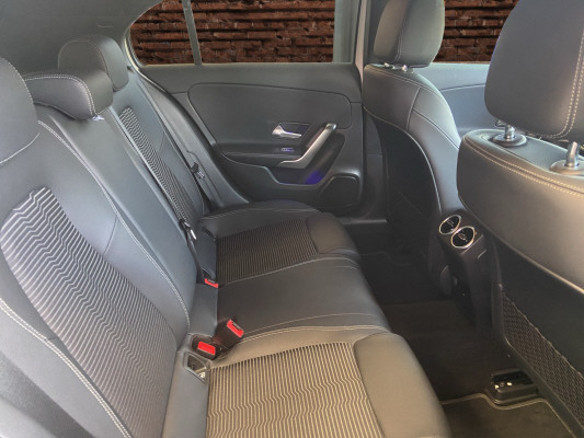 [all]12 Monate Garantie / Gratisservice 10 Jahre oder 100'000 Km ab 1.Inv. / zzgl. Ablieferungspauschale CHF 540.-[/all]


[all]

[/all]&nbsp; Airbag: Airbag Fahrer und BeifahrerAirbag: Automatische Beifahrerairbag-AbschaltungAirbag: Knie-Airbag f&uuml;r FahrerAirbag: Sidebags f&uuml;r Fahrer und Beifahrer (kombinierte Thorax-Pelvis-Airbags)Airbag: Window-KopfairbagsAntiblockiersystem (ABS)Assist: Aktiver BremssassistentAssist: Aktiver Spurhalte-AssistentAssist: Mercedes-Benz NotrufsystemAssist: R&uuml;ckfahrkameraAssist: TEMPOMAT mit LimiterDYNAMIC SELECTDekor: Zierelemente Aluminium mit CarbonschliffDekor: Zierelemente Aluminium mit Carbonschliff dunkelDoppelcupholder vorneElektronisches Stabilit&auml;ts-Programm (ESP) mit Antriebsschlupfregel ASRErste-Hilfe-Kasten und WarndreieckFahrwerk: ParameterlenkungGarantie: MERCEDES-SWISS-INTEGRAL PaketGetriebe: Automatisches Doppelkupplungsgetriebe 7G-DCTKlima: Klimatisierungsautomatik THERMOTRONICLenkrad: Multifunktions-Sportlenkrad in LederLicht- und SichtpaketLicht: LED High Performance-ScheinwerferMERCEDES-BENZ MOBILIT&Auml;TMERCEDES-SWISS-INTEGRALMedia: Digitaler Radioempfang (DAB/DAB+)Media: Kommunikationsmodul (LTE) zur Nutzung von Mercedes me connect DienstenMedia: TouchpadPolster: Polster Ledernachbildung ARTICO/Stoff Fl&eacute;ronRegensensor f&uuml;r Scheibenwischer vorneReifendruck-KontrollanzeigeRemote ServicesR&auml;der: Leichtmetallr&auml;der im 5-Doppelspeichen-Design 18JR&auml;der: Reifenreparatur-Set (Tire Fit)Sitze: Komfortsitze vorneSitze: Vordersitze manuell verstellbarVeloursfussmattenW&auml;rmed&auml;mmendes Glas, ab B-S&auml;ule dunkel get&ouml;nt AmbientebeleuchtungDachhimmel schwarzDigitales 10-Zoll-InstrumentendisplayInnenspiegel und Aussenspiegel links automatisch abblendendLicht: Adaptiver Fernlicht-AssistentPaket: Advantage-PaketMedia: 10-Zoll-Media-DisplayMedia: FestplattennavigationPaket: Park-Paket mit R&uuml;ckfahrkamera inkl.Paket: Spiegel-PaketPaket: Spiegel-PaketPaket: Sport-Paket Black f&uuml;r Progressive LineAussenspiegel in HochglanzschwarzR&auml;der: Leichtmetallr&auml;der im 5-Doppelspeichen-Design 18JR&auml;der: SommerreifenSitze: 4-Wege-Lordosenst&uuml;tzeSitze: R&uuml;cksitzlehne geteilt abklappbarSitze: Vordersitze heizbarVorbereitung f&uuml;r Anh&auml;ngevorrichtung