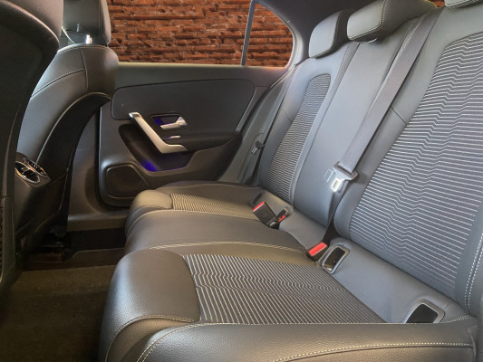 [all]12 Monate Garantie / Gratisservice 10 Jahre oder 100'000 Km ab 1.Inv. / zzgl. Ablieferungspauschale CHF 540.-[/all]


[all]

[/all]&nbsp; Airbag: Airbag Fahrer und BeifahrerAirbag: Automatische Beifahrerairbag-AbschaltungAirbag: Knie-Airbag f&uuml;r FahrerAirbag: Sidebags f&uuml;r Fahrer und Beifahrer (kombinierte Thorax-Pelvis-Airbags)Airbag: Window-KopfairbagsAntiblockiersystem (ABS)Assist: Aktiver BremssassistentAssist: Aktiver Spurhalte-AssistentAssist: Mercedes-Benz NotrufsystemAssist: R&uuml;ckfahrkameraAssist: TEMPOMAT mit LimiterDYNAMIC SELECTDekor: Zierelemente Aluminium mit CarbonschliffDekor: Zierelemente Aluminium mit Carbonschliff dunkelDoppelcupholder vorneElektronisches Stabilit&auml;ts-Programm (ESP) mit Antriebsschlupfregel ASRErste-Hilfe-Kasten und WarndreieckFahrwerk: ParameterlenkungGarantie: MERCEDES-SWISS-INTEGRAL PaketGetriebe: Automatisches Doppelkupplungsgetriebe 7G-DCTKlima: Klimatisierungsautomatik THERMOTRONICLenkrad: Multifunktions-Sportlenkrad in LederLicht- und SichtpaketLicht: LED High Performance-ScheinwerferMERCEDES-BENZ MOBILIT&Auml;TMERCEDES-SWISS-INTEGRALMedia: Digitaler Radioempfang (DAB/DAB+)Media: Kommunikationsmodul (LTE) zur Nutzung von Mercedes me connect DienstenMedia: TouchpadPolster: Polster Ledernachbildung ARTICO/Stoff Fl&eacute;ronRegensensor f&uuml;r Scheibenwischer vorneReifendruck-KontrollanzeigeRemote ServicesR&auml;der: Leichtmetallr&auml;der im 5-Doppelspeichen-Design 18JR&auml;der: Reifenreparatur-Set (Tire Fit)Sitze: Komfortsitze vorneSitze: Vordersitze manuell verstellbarVeloursfussmattenW&auml;rmed&auml;mmendes Glas, ab B-S&auml;ule dunkel get&ouml;nt AmbientebeleuchtungDachhimmel schwarzDigitales 10-Zoll-InstrumentendisplayInnenspiegel und Aussenspiegel links automatisch abblendendLicht: Adaptiver Fernlicht-AssistentPaket: Advantage-PaketMedia: 10-Zoll-Media-DisplayMedia: FestplattennavigationPaket: Park-Paket mit R&uuml;ckfahrkamera inkl.Paket: Spiegel-PaketPaket: Spiegel-PaketPaket: Sport-Paket Black f&uuml;r Progressive LineAussenspiegel in HochglanzschwarzR&auml;der: Leichtmetallr&auml;der im 5-Doppelspeichen-Design 18JR&auml;der: SommerreifenSitze: 4-Wege-Lordosenst&uuml;tzeSitze: R&uuml;cksitzlehne geteilt abklappbarSitze: Vordersitze heizbarVorbereitung f&uuml;r Anh&auml;ngevorrichtung