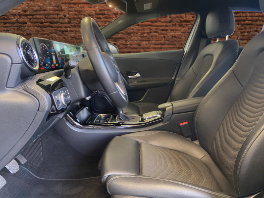 [all]12 Monate Garantie / Gratisservice 10 Jahre oder 100'000 Km ab 1.Inv. / zzgl. Ablieferungspauschale CHF 540.-[/all]


[all]

[/all]&nbsp; Airbag: Airbag Fahrer und BeifahrerAirbag: Automatische Beifahrerairbag-AbschaltungAirbag: Knie-Airbag f&uuml;r FahrerAirbag: Sidebags f&uuml;r Fahrer und Beifahrer (kombinierte Thorax-Pelvis-Airbags)Airbag: Window-KopfairbagsAntiblockiersystem (ABS)Assist: Aktiver BremssassistentAssist: Aktiver Spurhalte-AssistentAssist: Mercedes-Benz NotrufsystemAssist: R&uuml;ckfahrkameraAssist: TEMPOMAT mit LimiterDYNAMIC SELECTDoppelcupholder vorneElektronisches Stabilit&auml;ts-Programm (ESP) mit Antriebsschlupfregel ASRErste-Hilfe-Kasten und WarndreieckFahrwerk: ParameterlenkungGarantie: MERCEDES-SWISS-INTEGRAL PaketGetriebe: 6-Gang-GetriebeKlima: Klimatisierungsautomatik THERMATICLenkrad: Multifunktions-Sportlenkrad in LederLicht- und SichtpaketMedia: Digitaler Radioempfang (DAB/DAB+)Media: Kommunikationsmodul (LTE) zur Nutzung von Mercedes me connect DienstenMedia: MBUX MultimediasystemMedia: TouchpadPolster: Polster Ledernachbildung ARTICO/Stoff BertrixRegensensor f&uuml;r Scheibenwischer vorneReifendruck-KontrollanzeigeRemote ServicesR&auml;der: Leichtmetallr&auml;der im im Vielspeichen-Design 16" aerodynamisch optimiertR&auml;der: Reifenreparatur-Set (Tire Fit)Sitze: Komfortsitze vorneSitze: Vordersitze manuell verstellbarVeloursfussmatten Dachhimmel schwarzInnenspiegel und Aussenspiegel links automatisch abblendendLackierung: Metallic-LackierungPaket: Advantage-PaketMedia: 10-Zoll-Media-DisplayMedia: FestplattennavigationPaket: Park-Paket mit R&uuml;ckfahrkamera inkl.Paket: Spiegel-PaketPaket: Spiegel-PaketSitze: R&uuml;cksitzlehne geteilt abklappbarSitze: Vordersitze heizbarW&auml;rmed&auml;mmendes Glas, ab B-S&auml;ule dunkel get&ouml;nt