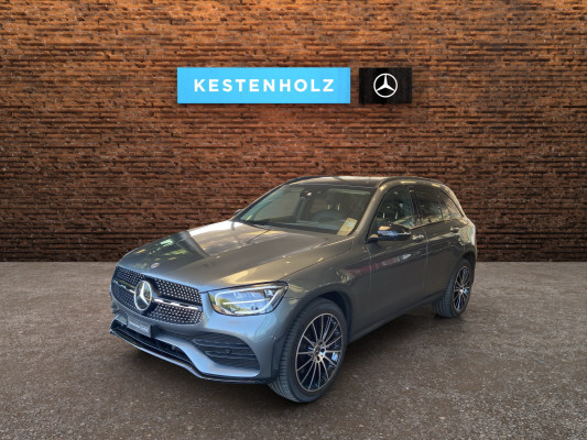[all]12 Monate Garantie / Gratisservice 10 Jahre oder 100'000 Km ab 1.Inv. / zzgl. Ablieferungspauschale CHF 540.-[/all]


[all]

[/all]&nbsp; AMG Front- und Hecksch&uuml;rzeAMG VeloursfussmattenAirbag: Airbag Fahrer und BeifahrerAirbag: Knie-Airbag f&uuml;r FahrerAirbag: Seiten- und Beckenairbag (Pelvisbag)Airbag: Window-Kopfairbags f&uuml;r Fahrer, BeifahrerAntiblockiersystem (ABS)Armlehne f&uuml;r Fahrer- und BeifahrersitzAssist: COLLISION PREVENTION ASSISTAssist: Feststellbremse mit HOLD-Funktion und BerganfahrhilfeAssist: Tempomat mit GeschwindigkeitsbegrenzerAussenspiegel links elektrischAussentemperaturanzeigeDYNAMIC SELECTDachreling in ChromDiamantgrill mit verchromten Pins und LamelleElektrische Fensterheber vorne + hintenElektronisches Stabilit&auml;ts-Programm (ESP)Erste-Hilfe-Kasten und WarndreieckFenstereinfassung in poliertem AluminiumGarantie: MERCEDES-SWISS-INTEGRAL plus -HandschuhfachInnenraumbeleuchtungKEYLESS GO Start FunktionKlima: Klimatisierungsautomatik THERMATICLackierung: Uni-Lackierung PolarweissLaderaumabdeckungLenkrad: Multifunktions-Sportlenkrad in Leder NappaLicht: LED High Performance-ScheinwerferLicht:Adaptives BremslichtMedia: Digitales Radio (DAB)Polster: Ledernachbildung ARTICO/Mikrofaser DINAMICAR&auml;der: AMG Leichtmetallr&auml;der 19" im 5-Speichen-DesignServolenkung geschwindigkeitsabh&auml;ngigSitze:Vordersitze mit elektrischer H&ouml;hen-,Zentralverriegelung mit Fernbedienung und automatischer T&uuml;rverriegelung Assist: Aktive Abstands-Assistent DISTRONICBremsanlage mit gr&ouml;sseren Bremsscheiben an der VorderachseDekor: Instrumententafel und Bordkanten der T&uuml;ren in Ledernachbildung ARTICODekor: Zierelemente Esche schwarzGer&auml;uschd&auml;mmendes get&ouml;ntes AkustikglasKEYLESS-GOKlima: Klimatisierungsautomatik THERMOTRONICLackierung: Metallic-LackierungMedia: Head-Up DisplayPaket: Park-Paket mit 360 -KameraAssist: 360-KameraPaket: Premium-Plus-PaketAssist: VerkehrszeichenerkennungLicht: Ambientebeleuchtung Multi-ColourLicht: MULTIBEAM LED ScheinwerferMedia: Burmester Surround SoundsystemMedia: Burmester Surround Soundsystem in Verb.mit Premium PaketMedia: Konnektivit&auml;ts-Paket NavigationMedia: Media-DisplayMedia: Smartphone-IntergrationPaket: Park-Paket mit R&uuml;ckfahrkameraPaket: Spiegel-PaketPanorama Schiebe-/Hebedach elektrischSitze: Sitzheizung f&uuml;r Fahrer und BeifahrerVolldigitales Instrumenten-DisplayPaket: Spiegel-PaketEinstiegs- und Ausstiegsbeleuchtung in den AussenspiegelnInnen- und Aussenspiegel automatisch abblendbar,Aussenspiegel links und rechts elektrisch anklappbarPaket: Sport-Paket BlackAussenspiegel in HochglanzschwarzUnterfahrschutz in Schwarz gl&auml;nzendW&auml;rmed&auml;mmendes Glas, ab B-S&auml;ule dunkel get&ouml;ntR&auml;der: AMG Leichtmetallr&auml;der im Vielspeichen-Design 20J mit Sport-Paket BlackScheibenwaschanlage beheizbarSitze: Beifahrersitz elektrisch verstellbar mit Memory-FunktionSitze: Fahrersitz elektrisch einstellbar mit Memory-FunktionWegfall Typkennzeichen auf Gep&auml;ckraumklappe