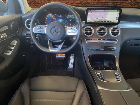[all]12 Monate Garantie / Gratisservice 10 Jahre oder 100'000 Km ab 1.Inv. / zzgl. Ablieferungspauschale CHF 540.-[/all]


[all]

[/all]&nbsp; AMG Front- und Hecksch&uuml;rzeAMG VeloursfussmattenAirbag: Airbag Fahrer und BeifahrerAirbag: Knie-Airbag f&uuml;r FahrerAirbag: Seiten- und Beckenairbag (Pelvisbag)Airbag: Window-Kopfairbags f&uuml;r Fahrer, BeifahrerAntiblockiersystem (ABS)Armlehne f&uuml;r Fahrer- und BeifahrersitzAssist: COLLISION PREVENTION ASSISTAssist: Feststellbremse mit HOLD-Funktion und BerganfahrhilfeAssist: Tempomat mit GeschwindigkeitsbegrenzerAussenspiegel links elektrischAussentemperaturanzeigeDYNAMIC SELECTDachreling in ChromDiamantgrill mit verchromten Pins und LamelleElektrische Fensterheber vorne + hintenElektronisches Stabilit&auml;ts-Programm (ESP)Erste-Hilfe-Kasten und WarndreieckFenstereinfassung in poliertem AluminiumGarantie: MERCEDES-SWISS-INTEGRAL plus -HandschuhfachInnenraumbeleuchtungKEYLESS GO Start FunktionKlima: Klimatisierungsautomatik THERMATICLackierung: Uni-Lackierung PolarweissLaderaumabdeckungLenkrad: Multifunktions-Sportlenkrad in Leder NappaLicht: LED High Performance-ScheinwerferLicht:Adaptives BremslichtMedia: Digitales Radio (DAB)Polster: Ledernachbildung ARTICO/Mikrofaser DINAMICAR&auml;der: AMG Leichtmetallr&auml;der 19" im 5-Speichen-DesignServolenkung geschwindigkeitsabh&auml;ngigSitze:Vordersitze mit elektrischer H&ouml;hen-,Zentralverriegelung mit Fernbedienung und automatischer T&uuml;rverriegelung Assist: Aktive Abstands-Assistent DISTRONICBremsanlage mit gr&ouml;sseren Bremsscheiben an der VorderachseDekor: Instrumententafel und Bordkanten der T&uuml;ren in Ledernachbildung ARTICODekor: Zierelemente Esche schwarzGer&auml;uschd&auml;mmendes get&ouml;ntes AkustikglasKEYLESS-GOKlima: Klimatisierungsautomatik THERMOTRONICLackierung: Metallic-LackierungMedia: Head-Up DisplayPaket: Park-Paket mit 360 -KameraAssist: 360-KameraPaket: Premium-Plus-PaketAssist: VerkehrszeichenerkennungLicht: Ambientebeleuchtung Multi-ColourLicht: MULTIBEAM LED ScheinwerferMedia: Burmester Surround SoundsystemMedia: Burmester Surround Soundsystem in Verb.mit Premium PaketMedia: Konnektivit&auml;ts-Paket NavigationMedia: Media-DisplayMedia: Smartphone-IntergrationPaket: Park-Paket mit R&uuml;ckfahrkameraPaket: Spiegel-PaketPanorama Schiebe-/Hebedach elektrischSitze: Sitzheizung f&uuml;r Fahrer und BeifahrerVolldigitales Instrumenten-DisplayPaket: Spiegel-PaketEinstiegs- und Ausstiegsbeleuchtung in den AussenspiegelnInnen- und Aussenspiegel automatisch abblendbar,Aussenspiegel links und rechts elektrisch anklappbarPaket: Sport-Paket BlackAussenspiegel in HochglanzschwarzUnterfahrschutz in Schwarz gl&auml;nzendW&auml;rmed&auml;mmendes Glas, ab B-S&auml;ule dunkel get&ouml;ntR&auml;der: AMG Leichtmetallr&auml;der im Vielspeichen-Design 20J mit Sport-Paket BlackScheibenwaschanlage beheizbarSitze: Beifahrersitz elektrisch verstellbar mit Memory-FunktionSitze: Fahrersitz elektrisch einstellbar mit Memory-FunktionWegfall Typkennzeichen auf Gep&auml;ckraumklappe