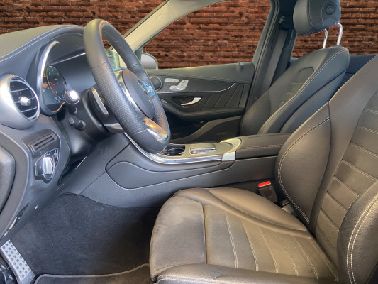 [all]12 Monate Garantie / Gratisservice 10 Jahre oder 100'000 Km ab 1.Inv. / zzgl. Ablieferungspauschale CHF 540.-[/all]


[all]

[/all]&nbsp; AMG Front- und Hecksch&uuml;rzeAMG VeloursfussmattenAirbag: Airbag Fahrer und BeifahrerAirbag: Knie-Airbag f&uuml;r FahrerAirbag: Seiten- und Beckenairbag (Pelvisbag)Airbag: Window-Kopfairbags f&uuml;r Fahrer, BeifahrerAntiblockiersystem (ABS)Armlehne f&uuml;r Fahrer- und BeifahrersitzAssist: COLLISION PREVENTION ASSISTAssist: Feststellbremse mit HOLD-Funktion und BerganfahrhilfeAssist: Tempomat mit GeschwindigkeitsbegrenzerAussenspiegel links elektrischAussentemperaturanzeigeDYNAMIC SELECTDachreling in ChromDiamantgrill mit verchromten Pins und LamelleElektrische Fensterheber vorne + hintenElektronisches Stabilit&auml;ts-Programm (ESP)Erste-Hilfe-Kasten und WarndreieckFenstereinfassung in poliertem AluminiumGarantie: MERCEDES-SWISS-INTEGRAL plus -HandschuhfachInnenraumbeleuchtungKEYLESS GO Start FunktionKlima: Klimatisierungsautomatik THERMATICLackierung: Uni-Lackierung PolarweissLaderaumabdeckungLenkrad: Multifunktions-Sportlenkrad in Leder NappaLicht: LED High Performance-ScheinwerferLicht:Adaptives BremslichtMedia: Digitales Radio (DAB)Polster: Ledernachbildung ARTICO/Mikrofaser DINAMICAR&auml;der: AMG Leichtmetallr&auml;der 19" im 5-Speichen-DesignServolenkung geschwindigkeitsabh&auml;ngigSitze:Vordersitze mit elektrischer H&ouml;hen-,Zentralverriegelung mit Fernbedienung und automatischer T&uuml;rverriegelung Assist: Aktive Abstands-Assistent DISTRONICBremsanlage mit gr&ouml;sseren Bremsscheiben an der VorderachseDekor: Instrumententafel und Bordkanten der T&uuml;ren in Ledernachbildung ARTICODekor: Zierelemente Esche schwarzGer&auml;uschd&auml;mmendes get&ouml;ntes AkustikglasKEYLESS-GOKlima: Klimatisierungsautomatik THERMOTRONICLackierung: Metallic-LackierungMedia: Head-Up DisplayPaket: Park-Paket mit 360 -KameraAssist: 360-KameraPaket: Premium-Plus-PaketAssist: VerkehrszeichenerkennungLicht: Ambientebeleuchtung Multi-ColourLicht: MULTIBEAM LED ScheinwerferMedia: Burmester Surround SoundsystemMedia: Burmester Surround Soundsystem in Verb.mit Premium PaketMedia: Konnektivit&auml;ts-Paket NavigationMedia: Media-DisplayMedia: Smartphone-IntergrationPaket: Park-Paket mit R&uuml;ckfahrkameraPaket: Spiegel-PaketPanorama Schiebe-/Hebedach elektrischSitze: Sitzheizung f&uuml;r Fahrer und BeifahrerVolldigitales Instrumenten-DisplayPaket: Spiegel-PaketEinstiegs- und Ausstiegsbeleuchtung in den AussenspiegelnInnen- und Aussenspiegel automatisch abblendbar,Aussenspiegel links und rechts elektrisch anklappbarPaket: Sport-Paket BlackAussenspiegel in HochglanzschwarzUnterfahrschutz in Schwarz gl&auml;nzendW&auml;rmed&auml;mmendes Glas, ab B-S&auml;ule dunkel get&ouml;ntR&auml;der: AMG Leichtmetallr&auml;der im Vielspeichen-Design 20J mit Sport-Paket BlackScheibenwaschanlage beheizbarSitze: Beifahrersitz elektrisch verstellbar mit Memory-FunktionSitze: Fahrersitz elektrisch einstellbar mit Memory-FunktionWegfall Typkennzeichen auf Gep&auml;ckraumklappe