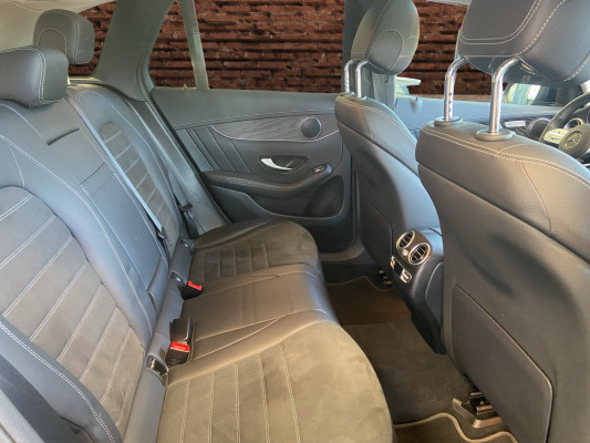 [all]12 Monate Garantie / Gratisservice 10 Jahre oder 100'000 Km ab 1.Inv. / zzgl. Ablieferungspauschale CHF 540.-[/all]


[all]

[/all]&nbsp; AMG Front- und Hecksch&uuml;rzeAMG VeloursfussmattenAirbag: Airbag Fahrer und BeifahrerAirbag: Knie-Airbag f&uuml;r FahrerAirbag: Seiten- und Beckenairbag (Pelvisbag)Airbag: Window-Kopfairbags f&uuml;r Fahrer, BeifahrerAntiblockiersystem (ABS)Armlehne f&uuml;r Fahrer- und BeifahrersitzAssist: COLLISION PREVENTION ASSISTAssist: Feststellbremse mit HOLD-Funktion und BerganfahrhilfeAssist: Tempomat mit GeschwindigkeitsbegrenzerAussenspiegel links elektrischAussentemperaturanzeigeDYNAMIC SELECTDachreling in ChromDiamantgrill mit verchromten Pins und LamelleElektrische Fensterheber vorne + hintenElektronisches Stabilit&auml;ts-Programm (ESP)Erste-Hilfe-Kasten und WarndreieckFenstereinfassung in poliertem AluminiumGarantie: MERCEDES-SWISS-INTEGRAL plus -HandschuhfachInnenraumbeleuchtungKEYLESS GO Start FunktionKlima: Klimatisierungsautomatik THERMATICLackierung: Uni-Lackierung PolarweissLaderaumabdeckungLenkrad: Multifunktions-Sportlenkrad in Leder NappaLicht: LED High Performance-ScheinwerferLicht:Adaptives BremslichtMedia: Digitales Radio (DAB)Polster: Ledernachbildung ARTICO/Mikrofaser DINAMICAR&auml;der: AMG Leichtmetallr&auml;der 19" im 5-Speichen-DesignServolenkung geschwindigkeitsabh&auml;ngigSitze:Vordersitze mit elektrischer H&ouml;hen-,Zentralverriegelung mit Fernbedienung und automatischer T&uuml;rverriegelung Assist: Aktive Abstands-Assistent DISTRONICBremsanlage mit gr&ouml;sseren Bremsscheiben an der VorderachseDekor: Instrumententafel und Bordkanten der T&uuml;ren in Ledernachbildung ARTICODekor: Zierelemente Esche schwarzGer&auml;uschd&auml;mmendes get&ouml;ntes AkustikglasKEYLESS-GOKlima: Klimatisierungsautomatik THERMOTRONICLackierung: Metallic-LackierungMedia: Head-Up DisplayPaket: Park-Paket mit 360 -KameraAssist: 360-KameraPaket: Premium-Plus-PaketAssist: VerkehrszeichenerkennungLicht: Ambientebeleuchtung Multi-ColourLicht: MULTIBEAM LED ScheinwerferMedia: Burmester Surround SoundsystemMedia: Burmester Surround Soundsystem in Verb.mit Premium PaketMedia: Konnektivit&auml;ts-Paket NavigationMedia: Media-DisplayMedia: Smartphone-IntergrationPaket: Park-Paket mit R&uuml;ckfahrkameraPaket: Spiegel-PaketPanorama Schiebe-/Hebedach elektrischSitze: Sitzheizung f&uuml;r Fahrer und BeifahrerVolldigitales Instrumenten-DisplayPaket: Spiegel-PaketEinstiegs- und Ausstiegsbeleuchtung in den AussenspiegelnInnen- und Aussenspiegel automatisch abblendbar,Aussenspiegel links und rechts elektrisch anklappbarPaket: Sport-Paket BlackAussenspiegel in HochglanzschwarzUnterfahrschutz in Schwarz gl&auml;nzendW&auml;rmed&auml;mmendes Glas, ab B-S&auml;ule dunkel get&ouml;ntR&auml;der: AMG Leichtmetallr&auml;der im Vielspeichen-Design 20J mit Sport-Paket BlackScheibenwaschanlage beheizbarSitze: Beifahrersitz elektrisch verstellbar mit Memory-FunktionSitze: Fahrersitz elektrisch einstellbar mit Memory-FunktionWegfall Typkennzeichen auf Gep&auml;ckraumklappe