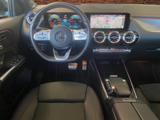 [all]12 Monate Garantie / Gratisservice 10 Jahre oder 100'000 Km ab 1.Inv. / zzgl. Ablieferungspauschale CHF 540.-[/all]


[all]

[/all]&nbsp; Airbag: Airbag Fahrer und BeifahrerAirbag: Seitenairbag f&uuml;r Fahrer und BeifahrerAirbag: Window-Kopfairbags f&uuml;r Fahrer, BeifahrerAmbientebeleuchtungAntiblockiersystem (ABS)Assist: Aktiver BremssassistentAssist: Aktiver Spurhalte-AssistentAssist: Elektronisches Stabilit&auml;ts-Programm (ESP)Assist: Geschwindigkeitslimit-AssistentAssist: R&uuml;ckfahrkameraAssist: Vorr&uuml;stung f&uuml;r OrtungsdienstDachreling in poliertem AluminiumDoppelcupholderEASY-PACK-HeckklappeFahrzeugschl&uuml;ssel: 2 silberfarbenGleichstrom-Ladesystem (DC-Laden) mit 110 kWLackierung: Uni-Lackierung PolarweissLadekabel f&uuml;r Industriesteckdose, 5m, glattLadekabel f&uuml;r Wallbox und &ouml;ffentliche Ladestationen, 5 m, glatt, 11 kWLicht: Adaptiver Fernlicht-Assistent PlusLicht: LED High Performance-ScheinwerferMERCEDES-BENZ MOBILIT&Auml;TMERCEDES-SWISS-INTEGRALMedia: Digitales Radio (DAB)Media: MBUX Multimediasystem mit zwei 7,25-Zoll-MediadisplaysMedia: Vorr&uuml;stung f&uuml;r das Fahrzeug-SetupPaket: Laderaum-PaketPaket: Licht- und SichtpaketPolster: Ledernachbildung ARTICO/Mikrofaser DINAMICA schwarzR&auml;der: TIREFITServolenkungVorr&uuml;stung f&uuml;r IONITYVorr&uuml;stung f&uuml;r Mercedes me ChargeWechselstromsystem (AC-Laden) Anh&auml;ngevorrichtung und ESP mit AntriebsschlupfregelungAssist: VerkehrszeichenerkennungLackierung: Metallic-LackierungMedia: Smartphone-IntergrationPaket: Night-PaketAussenspiegelgeh&auml;use in HochglanzschwarzBordkantenzierst&auml;be und Fenstereinfassungen in HochglanzschwarzDachreling schwarzGet&ouml;nte W&auml;rmeschutzverglasungZierelemente in Schwarz ab der B-S&auml;ulePaket: Premium-Plus-PaketMedia: Burmester Surround SoundsystemPaket: MBUX Innovations-PaketPaket: Memory-PaketPaket: Park-Paket mit 360&deg; -KameraPaket: Premium-PaketPanorama-SchiebedachR&auml;der: AMG Leichtmetallr&auml;der 19" im 5-Doppelspeichen-DesignSitze: Sitzheizung f&uuml;r Fahrer und Beifahrer