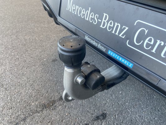 [all]12 Monate Garantie / Gratisservice 10 Jahre oder 100'000 Km ab 1.Inv. / zzgl. Ablieferungspauschale CHF 540.-[/all]


[all]

[/all]&nbsp; Airbag: Airbag Fahrer und BeifahrerAirbag: Seitenairbag f&uuml;r Fahrer und BeifahrerAirbag: Window-Kopfairbags f&uuml;r Fahrer, BeifahrerAmbientebeleuchtungAntiblockiersystem (ABS)Assist: Aktiver BremssassistentAssist: Aktiver Spurhalte-AssistentAssist: Elektronisches Stabilit&auml;ts-Programm (ESP)Assist: Geschwindigkeitslimit-AssistentAssist: R&uuml;ckfahrkameraAssist: Vorr&uuml;stung f&uuml;r OrtungsdienstDachreling in poliertem AluminiumDoppelcupholderEASY-PACK-HeckklappeFahrzeugschl&uuml;ssel: 2 silberfarbenGleichstrom-Ladesystem (DC-Laden) mit 110 kWLackierung: Uni-Lackierung PolarweissLadekabel f&uuml;r Industriesteckdose, 5m, glattLadekabel f&uuml;r Wallbox und &ouml;ffentliche Ladestationen, 5 m, glatt, 11 kWLicht: Adaptiver Fernlicht-Assistent PlusLicht: LED High Performance-ScheinwerferMERCEDES-BENZ MOBILIT&Auml;TMERCEDES-SWISS-INTEGRALMedia: Digitales Radio (DAB)Media: MBUX Multimediasystem mit zwei 7,25-Zoll-MediadisplaysMedia: Vorr&uuml;stung f&uuml;r das Fahrzeug-SetupPaket: Laderaum-PaketPaket: Licht- und SichtpaketPolster: Ledernachbildung ARTICO/Mikrofaser DINAMICA schwarzR&auml;der: TIREFITServolenkungVorr&uuml;stung f&uuml;r IONITYVorr&uuml;stung f&uuml;r Mercedes me ChargeWechselstromsystem (AC-Laden) Anh&auml;ngevorrichtung und ESP mit AntriebsschlupfregelungAssist: VerkehrszeichenerkennungLackierung: Metallic-LackierungMedia: Smartphone-IntergrationPaket: Night-PaketAussenspiegelgeh&auml;use in HochglanzschwarzBordkantenzierst&auml;be und Fenstereinfassungen in HochglanzschwarzDachreling schwarzGet&ouml;nte W&auml;rmeschutzverglasungZierelemente in Schwarz ab der B-S&auml;ulePaket: Premium-Plus-PaketMedia: Burmester Surround SoundsystemPaket: MBUX Innovations-PaketPaket: Memory-PaketPaket: Park-Paket mit 360&deg; -KameraPaket: Premium-PaketPanorama-SchiebedachR&auml;der: AMG Leichtmetallr&auml;der 19" im 5-Doppelspeichen-DesignSitze: Sitzheizung f&uuml;r Fahrer und Beifahrer
